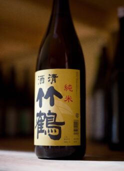 竹鶴ビギナーにお勧め。お燗酒の入門編的存在。「清酒　竹鶴　TAKETURU　純米酒　JUNMAI」