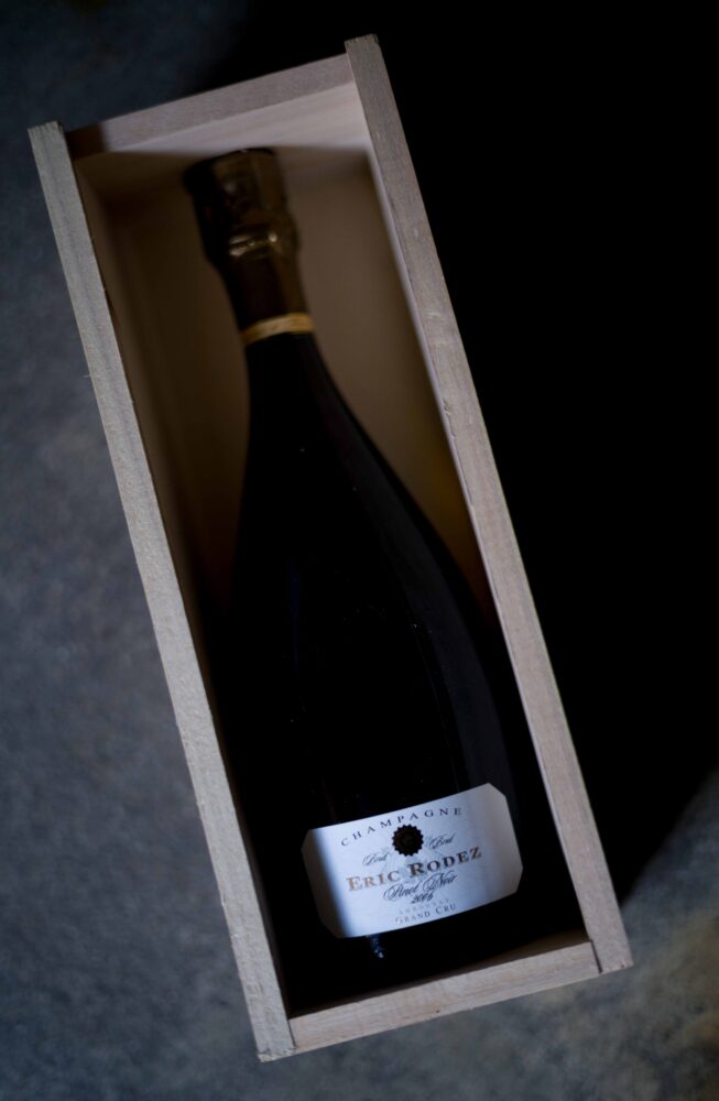 ERIC　RODEZ（エリック・ロデス）　CHAMPAGNE　GRAND　CRU　EMPREINTE　NOIRE　 2006　2007（シャンパーニュ　グランクリュ　アンボネイ　アンプランテノワール　２００６ヴィンテージ　　２００７ヴィンテージ）
元クリュッグ　チーフ　エノロジスト　アンボネイ村　モンターニュ・ド・ランス　極上のピノワール産出地区　テロワール　アッサンブラージュ　樽使い　最上級キュヴェ　RM　 RECOLTANT　MANIPULANTレコルタンマニピュラン　
オーガニック農法　　古樹のピノノワール　ノン・フィルター　ノン・コラージュ　クール・ド・キュヴェのみを使用　トップクラスの実力　名古屋唯一入荷　限定流通
株式会社富屋酒店　トミヤサケテン　とみやさけてん TOMIYA　SAKETEN　NAGOYA　467-08211-41-2 Tomiya-saketen.com　特約店　特約流通　地酒　ワイン　専門店　 社長　代表　上田豊二　利き酒師　焼酎アドバイザー　シャンパーニュシュヴァリエ　おたく　マニア　ライカM11　ズミルックス50
