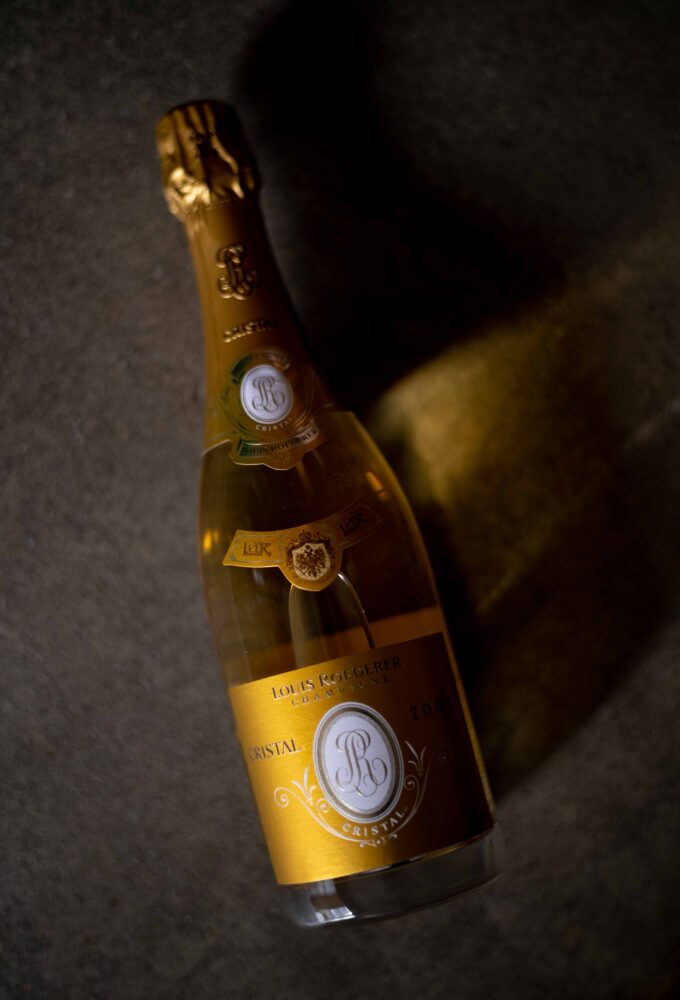 Champagne　Louis　Roederer　CRISTAL　2009（ シャンパーニュ　ルイ・ロデレール　クリスタル　2009ヴィンテージ）　グランメゾン　頂点　希少　レア
入手困難　ジャン・パティスト・レカイヨン　醸造責任者　ボトル素材からクリスタルと名付けた　優良年のみ造られるプレステージ・キュヴェ　シャルドネ40％　
ピノノワール60％　ブレンド　セラーにて6年熟成　デコルジュマン　フルーティー　アロマ　20年以上保存可能　偉大な傑作　ポテンシャル
株式会社富屋酒店　トミヤサケテン　とみやさけてん TOMIYA　SAKETEN　NAGOYA　愛知県名古屋市瑞穂区上坂町1-41-2 tomiya-saketen.com　特約店　特約流通　地酒　ワイン　専門店　 社長　代表　上田豊二　利き酒師　焼酎アドバイザー　シャンパーニュシュヴァリエ　おたく　マニア
