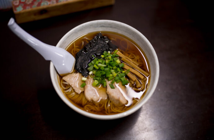 志那そば麦　藤枝店　しなそばむぎ　ふじえだてん　シナソバムギ　SHINASOBA　MUGI　HUZIEDATEN　静岡県藤枝市田中3-6-8　西焼津　朝7時から営業
志那そば+冷やし　セット　1100円　超絶あっさり系　志太系ラーメン
朝ラー　静岡文化　藤枝文化　ブーム　全国区　旨し　激旨し　好み
株式会社富屋酒店　トミヤサケテン　とみやさけてん TOMIYA　SAKETEN　NAGOYA　愛知県名古屋市瑞穂区上坂町1-41-2 tomiya-saketen.com　特約店　特約流通　地酒　ワイン　専門店　 社長　代表　上田豊二　利き酒師　焼酎アドバイザー　シャンパーニュシュヴァリエ　おたく　マニア　ライカM11　ズミルックス50　レンズ
