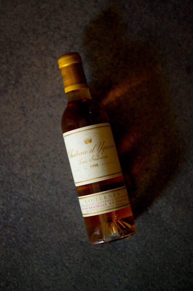 Ⅽhâteau　ｄ’yquem　Lur　Saluce　SAUTERNRS　1988（シャトー　ディケム　ル・サリュース　ソーテルヌ　1988ヴォンテージ）　バックヴィンテージ　世界一　一杯のグラスの液体が一本の樹で実のる　貴腐ワイン　
　フランス　ボルドー　世界一　極甘口ワイン　大人甘口　極甘口
シャトー・ディケム　イケム　隣の畑　貴腐ワイン　希少　レア　最高　激ウマ　状態最高　熟成　飴色　デザートワイン　限定流通　
アストル　L‘Astre　フランス・ボルドーワイン専門輸入元　日本唯一
東京都千代田区神田町3-６　KS363ビル1階　島田　井田　唯一無二
最強クオリティ　自社輸入　名古屋唯一　特約店　絶対的　信頼関係
シャトーローランラギャルド　シャトーファルグ　エクスプレッション
ポイヤック　エクスプレッション　マルゴー　ラベイユ・ド・フューザル
株式会社富屋酒店　TOMIYA　SAKETEN　NAGOYA　ｶﾌﾞｼｷｶｲｼｬﾄﾐﾔｻｹﾃﾝ　愛知県名古屋市瑞穂区上坂町1-41-2　特約店　特約流通　地酒　ワイン　専門店　おたく　マニア　ライカM11　ズミルックス50　レンズ
