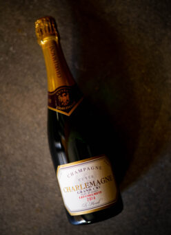 CHAMPAGNE  GUY CHARLEMAGNE (シャンパーニュ　ギィ・シャルルマーニュ）CUVEE CHARLEMAGNE （キュヴェ・シャルルマーニュ） GRAND CRU  MIRESIME  2015（グランクリュ・ミレジム　２０１4ヴィンテージ）