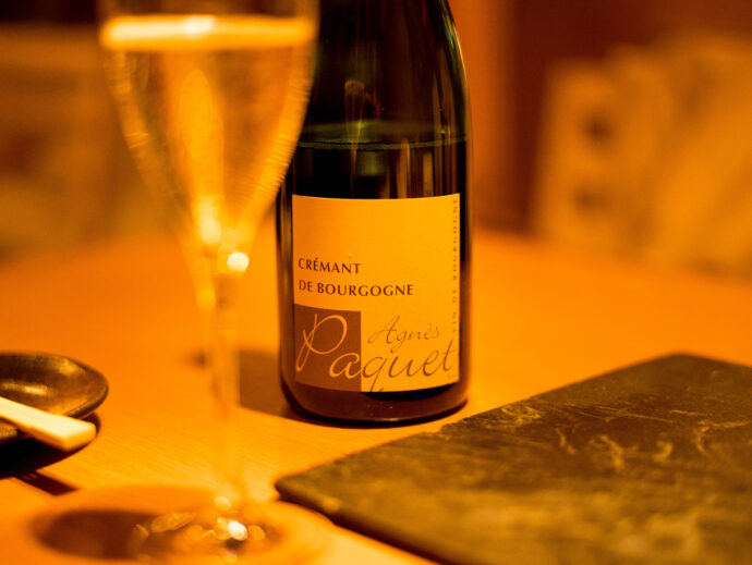 AGNES　PAQUET　アニエス　パケ　CRÉMANT　DE　BOUGOGNE　クレマンドブルゴーニュ　BOURGOGNE　CHARDONNAY　ブルゴーニュ　シャルドネ　2020　白ワイン　スパークリング　リアルワインガイド
　最優秀賞　日本一の販売量　富屋酒店　LOVE　パケさん　ウスウマ　ヌーヴェルセレクション　牧早苗　取締役　金さん　感覚共有　同志　仲間
　　パートナー　輸入元　信頼関係　YAKITORI　焼き鳥　博多串焼き　八乃助
ハチノスケ　はちのすけ　名古屋市中区栄4-18-6　浅井ビル1階　絶品　旨し
鶏の刺身　ちょうちん　ハツ　皮　つくね　締めの博多ラーメン　お弁当　　
株式会社　富屋酒店　名古屋市瑞穂区上坂町1-41-2　老舗　専門店　
トミヤオリジナル　トミヤデザイン　唯一無二　社長　上田豊二　
TOMIYA　ORIGINAL　TOMIYA　SAKETEN　NAGOYA　AICHI
トミヤサケテン　とみやさけてん　なごや　みずほく　かみさかちょう
特約店　特約流通品　希少品　手造り　こだわり　日本唯一富屋作品
（株）富屋酒店　愛知県名古屋市瑞穂区上坂町1-41-2　地酒屋　専門店　
おたく　マニア　ライカM11　ズミルックス50　レンズ　堀田駅　熱田神宮駅
名古屋高速　堀田出口すぐ　牛巻交差点すぐ　レトロ街並み　瓦屋根
