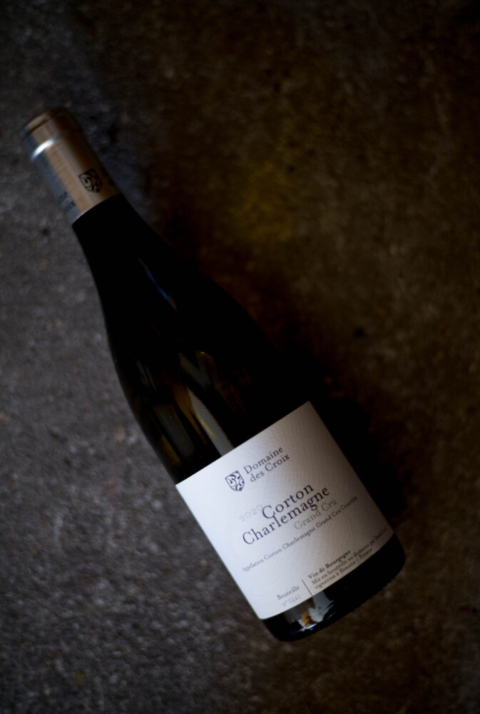 DOMAINE DES CROIX （ドメーヌ・デ・クロワ）  CORTON-CHARLEMAGNE  GRAND CRU  2020（コルトン・シャルルマーニュ　グランクリュ　2020ヴィンテージ）DOMAINE DES CROIX （ドメーヌ・デ・クロワ）  CORTON  GRAND CRU  LES  GRÉVES  2020（コルトン　グランクリュ　レ・グレーヴ　2020ヴィンテージDOMAINE DES CROIX （ドメーヌ・デ・クロワ）  BEAUNE  1ER CRU  LES  BRESSANDES   2020（ボーヌ　プルミエ・クリュ　レ・ブレッサンド　2020ヴィンテージ）　FRANCE　BORGOGNE　フランス　ブルゴーニュ　BEAUNE　ボーヌ
　　　　CHARDONNAY　PINOT　NOIR　シャルドネ　ピノノワール　　
　　　　わずか２２歳で、150年近い歴史を誇る名門ネゴシアン、カミーユ・ジルーの
　　　　醸造長に抜擢され、現在ブルゴーニュ・ワインの次世代を担う重要生産者として大きく脚光を浴びる、ダヴィット・クロワのドメーヌ。畑は事実上ビオロジック。
　「どの年に、どこで採れたブドウか、というエスプリが、飲んだ時に感じられるワインを生むこと。」選果の徹底し、収穫時に畑内での選果の後、さらにセラー内で２回、
選果を行う情熱を持つ。結果生まれるワインは、温かさ、古典的ニュアンス、洗練度の全てに高貴さをまとっている。　輸入元　ラシーヌ　浅井亮　名古屋特約流通
絶対的信頼関係　唯一無二　こだわり　高級専門店　飲食店　流通　配送　専門
　　　　　　　株式会社富屋酒店　トミヤサケテン　とみやさけてん TOMIYA　SAKETEN　NAGOYA　愛知県名古屋市瑞穂区上坂町1-41-2 tomiya-saketen.com　特約店　特約流通　地酒　ワイン　専門店　 社長　代表　上田豊二　利き酒師　焼酎アドバイザー　シャンパーニュシュヴァリエ　おたく　マニア　堀田駅　熱田神宮駅　名古屋高速　堀田出口すぐ　牛巻交差点すぐ　レトロ街並み　瓦屋根
　クラッシックバイク　クラッシックカー　インテリア　ファッション　音楽　
グルメ　センス　マニア　おたく　80S
