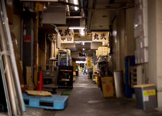 　　　TUKIJI　MARKETつきじじょうがいいちば　ツキジイジョウガイチバ　築地場外市場　映え　インスタ　観光銘地　スイーツ　築地山長　にぎり屋　丸豊
　　　　　東銀座駅から徒歩一分　食べ歩き　外国人多数　築地市場は、東京中央区築地5-6丁目に1935年から2018年まで83年間にわたって使用されていた公設の卸売市場である。俗に「つきじいちば」とも読まれる。2018年10月6日に営業を終了した。10月11日に豊洲市場が開設し、同解体工事が始まった。　
　　株式会社　富屋酒店　TOMIYA　SAKETEN　NAGOYA　トミヤサケン　とみやさけてん　代表取締役　上田豊二　おたく　マニア　高級飲食店専門取引　愛知県名古屋市瑞穂区上坂町1-41-2　特約店　特約流通　地酒　ワイン　専門店
　　　　クラッシックカー　クラッシックバイク　インテリア　センス　ファッション　
　　　　音楽　ミュージック　アート　80Ｓ　マニア　おたく　堀田駅　熱田神宮駅　名古屋高速　堀田出口すぐ　牛巻交差点すぐ　レトロ街並み
