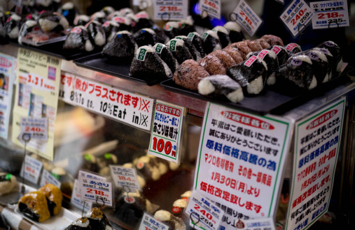 　　　TUKIJI　MARKETつきじじょうがいいちば　ツキジイジョウガイチバ　築地場外市場　映え　インスタ　観光銘地　スイーツ　築地山長　にぎり屋　丸豊
　　　　　東銀座駅から徒歩一分　食べ歩き　外国人多数　築地市場は、東京中央区築地5-6丁目に1935年から2018年まで83年間にわたって使用されていた公設の卸売市場である。俗に「つきじいちば」とも読まれる。2018年10月6日に営業を終了した。10月11日に豊洲市場が開設し、同解体工事が始まった。　
　　株式会社　富屋酒店　TOMIYA　SAKETEN　NAGOYA　トミヤサケン　とみやさけてん　代表取締役　上田豊二　おたく　マニア　高級飲食店専門取引　愛知県名古屋市瑞穂区上坂町1-41-2　特約店　特約流通　地酒　ワイン　専門店
　　　　クラッシックカー　クラッシックバイク　インテリア　センス　ファッション　
　　　　音楽　ミュージック　アート　80Ｓ　マニア　おたく　堀田駅　熱田神宮駅　名古屋高速　堀田出口すぐ　牛巻交差点すぐ　レトロ街並み
