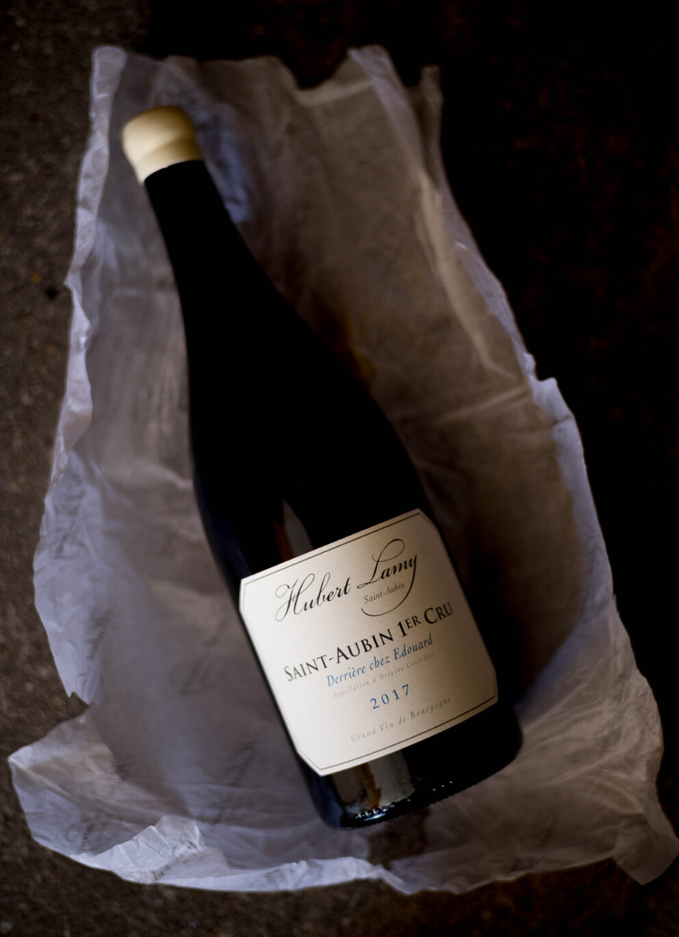 DOMAINE HUBERT LAMY（ドメーヌ ユベール・ラミー）SAINT-AUBIN　1ER CRU　DERRIÉRE  CHEZ   EDOUARD（サン・トーバン　プルミエ・クリュ　デリエール・エドゥアール） 2017　MUGNUM  SIZE（1500mlサイズ　2017ヴィンテージ）