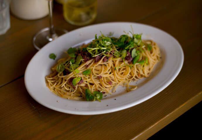 パスタとワインの小さな食堂　ビアンカ　BIANCA　びあんか
〒460-0012 愛知県名古屋市中区千代田2丁目19-7 第5華ビル 102
ひとり　シェフ　小さなお店　ランチ　最高　コスパ　センス良し
6席　きりもり　癒し　鶴舞　アクセス抜群　白ワイン　オイルパスタ
自転車クラブ　ジャイアント　フィクサー　ピスト　お気に入り
株式会社富屋酒店　TOMIYA　SAKETEN　NAGOYA
カブシキガイシャトミヤサケテン　とみやさけてん　堀田駅　熱田神宮駅
名古屋高速　堀田出口すぐ　牛巻交差点すぐ　レトロ街並み　瓦屋根
愛知県名古屋市瑞穂区上坂町1-41-2　特約店　特約流通　地酒　ワイン
専門店　代表取締役社長　上田豊二　シャンパーニュシュヴァリエ　
利き酒師　焼酎アドバイザー　資格取得　おたく　マニア　ライカ
M11　ズミルックス50　レンズ　堀田駅　熱田神宮駅
名古屋高速　堀田出口すぐ　牛巻交差点すぐ　レトロ街並み　瓦屋根
クラッシックバイク　クラッシックカー　インテリア　ファッション　音楽　
グルメ　センス　マニア　おたく　80S
