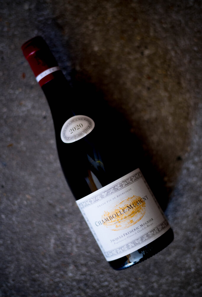 　JACQUES-FREDERIC MUGNIER 　MUSIGNY GRAND CRU 　2014
　　　　ジャック・フレデリック・ミニュエ　ミュジニー・グランクリュ　2014
　　　　JACQUES-FREDERIC MUGNIER（ジャック・フレデリック　ミュニエ） NUITS-SAINT-GEORGES  1ER CRU  CLOS DE LA MARÉCHALE  2020（ニュイ・サン・ジョルジュ　クロ・ド・ラ・マルシェル　2020ヴィンテージ）JACQUES-FREDERIC MUGNIER（ジャック・フレデリック　ミュニエ） 　MUSIGNY 　GRAND CRU 　2015（ミュジニー　グランクリュ　2015ヴィンテージ）JACQUES-FREDERIC MUGNIER（ジャック・フレデリック　ミュニエ） BONNES-MARES  GRAND CRU    2020（ボンヌ・マール　グランクリュ　2020ヴィンテージ）JACQUES-FREDERIC MUGNIER（ジャック・フレデリック　ミュニエ） CHAMBOLLE-MUSIGNY   2020（シャンボール・ミュジニー　2020ヴィンテージ）
　　　　ブルゴーニュ　ブルゴーニュ・ラヴァー　希少ワイン　レア　限定品
フレデリック・ミュニエ　シャンボール・ミュジニー　カルトワイン　入手困難
「まったく違う生き方をしてみたかった」　
ミュジニー（1.13ha）、ボンヌ・マール（0.36ha）、シャンボール・ミュジニー1級レザムルーズ（0.53ha）、ニュイ・サン・ジョルジュ1級クロ・ド・ラ・マレシャル（9.55haのモノポール）クリストフ・ルーミエ　ミシェル・ラファルジュに指導
ブドウ栽培はビオロジックに限りなく近い　いかにもシャンボール・ミュジニーという風情の仕上がり　モノポールのクリマ　エレガントなワイン
2005年ヴィンテージよりクロ・ド・ラ・マレシャルの白を復活
香り高く　デリケートでエレガント　ミュニエのワインは一本筋が通っている
株式会社富屋酒店　TOMIYA　SAKETEN　NAGOYA　　　　　　　　　ｶﾌﾞｼｷｶｲｼｬﾄﾐﾔｻｹﾃﾝ　愛知県名古屋市瑞穂区上坂町1-41-2　特約店　特約流通　地酒　ワイン　専門店　ライカM11　ズミルックス50　　レトロ街並み　瓦屋根
クラッシックカー　クラッシックバイク　インテリア　ファッション　センス　音楽　ミュージック　80Ｓ　おたく　マニア　

