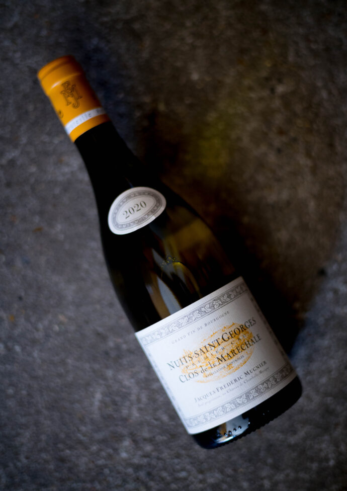 　JACQUES-FREDERIC MUGNIER 　MUSIGNY GRAND CRU 　2014
　　　　ジャック・フレデリック・ミニュエ　ミュジニー・グランクリュ　2014
　　　　JACQUES-FREDERIC MUGNIER（ジャック・フレデリック　ミュニエ） NUITS-SAINT-GEORGES  1ER CRU  CLOS DE LA MARÉCHALE  2020（ニュイ・サン・ジョルジュ　クロ・ド・ラ・マルシェル　2020ヴィンテージ）JACQUES-FREDERIC MUGNIER（ジャック・フレデリック　ミュニエ） 　MUSIGNY 　GRAND CRU 　2015（ミュジニー　グランクリュ　2015ヴィンテージ）JACQUES-FREDERIC MUGNIER（ジャック・フレデリック　ミュニエ） BONNES-MARES  GRAND CRU    2020（ボンヌ・マール　グランクリュ　2020ヴィンテージ）JACQUES-FREDERIC MUGNIER（ジャック・フレデリック　ミュニエ） CHAMBOLLE-MUSIGNY   2020（シャンボール・ミュジニー　2020ヴィンテージ）
　　　　ブルゴーニュ　ブルゴーニュ・ラヴァー　希少ワイン　レア　限定品
フレデリック・ミュニエ　シャンボール・ミュジニー　カルトワイン　入手困難
「まったく違う生き方をしてみたかった」　
ミュジニー（1.13ha）、ボンヌ・マール（0.36ha）、シャンボール・ミュジニー1級レザムルーズ（0.53ha）、ニュイ・サン・ジョルジュ1級クロ・ド・ラ・マレシャル（9.55haのモノポール）クリストフ・ルーミエ　ミシェル・ラファルジュに指導
ブドウ栽培はビオロジックに限りなく近い　いかにもシャンボール・ミュジニーという風情の仕上がり　モノポールのクリマ　エレガントなワイン
2005年ヴィンテージよりクロ・ド・ラ・マレシャルの白を復活
香り高く　デリケートでエレガント　ミュニエのワインは一本筋が通っている
株式会社富屋酒店　TOMIYA　SAKETEN　NAGOYA　　　　　　　　　ｶﾌﾞｼｷｶｲｼｬﾄﾐﾔｻｹﾃﾝ　愛知県名古屋市瑞穂区上坂町1-41-2　特約店　特約流通　地酒　ワイン　専門店　ライカM11　ズミルックス50　　レトロ街並み　瓦屋根
クラッシックカー　クラッシックバイク　インテリア　ファッション　センス　音楽　ミュージック　80Ｓ　おたく　マニア　

