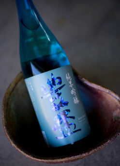 爽やかさと品格を存分に楽しむ。「豊盃　HOUHAI　純米吟醸　＜夏ブルー　SUMMER BLUE＞　2023」入荷。