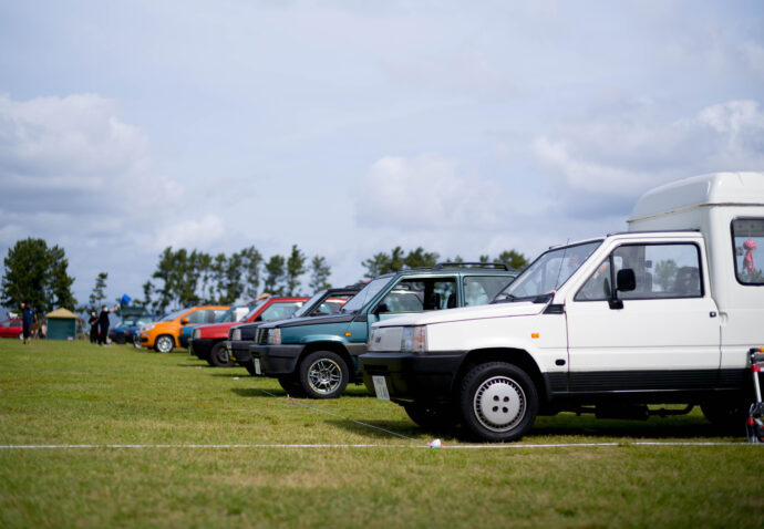 PANDARINO2023　パンダリーノ2023　FIAT　PANDA　141　フィアット　パンダ
　　　　ファンの集い　全国より集結　渚園キャンプ場　なぎさえんきゃんぷじょう　静岡県浜松市西区舞阪町弁天島5005-1　BBQガーデン　バーベキュー　2023年5月27日、28日開催　294台参加　HAMANAKO　NAGISAEN LL RADUNO PER CHI AMA FIAT PANDA　見学は自由です！パンダと一緒に休日を楽しみましょう☆
パンダ45　初期型　レア　
　　　　　株式会社富屋酒店　トミヤサケテン　とみやさけてん TOMIYA　SAKETEN　NAGOYA　愛知県名古屋市瑞穂区上坂町1-41-2 tomiya-saketen.com　特約店　特約流通　地酒　ワイン　専門店　 社長　代表　上田豊二　利き酒師　焼酎アドバイザー　シャンパーニュシュヴァリエ　おたく　マニア　堀田駅　熱田神宮駅　名古屋高速　堀田出口すぐ　牛巻交差点すぐ　レトロ街並み　瓦屋根　クラッシックバイク　クラッシックカー　インテリア　ファッション　音楽　
グルメ　センス　マニア　おたく　80S
