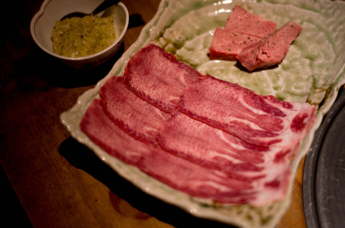 炭火焼肉 煖 名駅店　スミビヤキニク ダン メイテキテン　すみびやきにく だん めいえきてん　愛知県名古屋市中村区名駅5-15-9　国際センター　焼肉　ホルモン　VIP　
御用達　株式会社TOP　トップ　代表取締役　代表　鈴木幸雄　体育会系　いい男
　ゴルフ　人脈　ハンパナイ　
（株）富屋酒店　愛知県名古屋市瑞穂区上坂町1-41-2　地酒屋　専門店　
おたく　マニア　ライカM11　ズミルックス50　レンズ　堀田駅　熱田神宮駅
名古屋高速　堀田出口すぐ　牛巻交差点すぐ　レトロ街並み　瓦屋根
クラッシックカー　クラッシックバイク　インテリア　ファッション　音楽
センス　クリエイト　おたく　マニア　映画　シネマ
