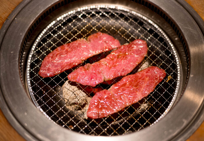 炭火焼肉 煖 名駅店　スミビヤキニク ダン メイテキテン　すみびやきにく だん めいえきてん　愛知県名古屋市中村区名駅5-15-9　国際センター　焼肉　ホルモン　VIP　
御用達　株式会社TOP　トップ　代表取締役　代表　鈴木幸雄　体育会系　いい男
　ゴルフ　人脈　ハンパナイ　
（株）富屋酒店　愛知県名古屋市瑞穂区上坂町1-41-2　地酒屋　専門店　
おたく　マニア　ライカM11　ズミルックス50　レンズ　堀田駅　熱田神宮駅
名古屋高速　堀田出口すぐ　牛巻交差点すぐ　レトロ街並み　瓦屋根
クラッシックカー　クラッシックバイク　インテリア　ファッション　音楽
センス　クリエイト　おたく　マニア　映画　シネマ
