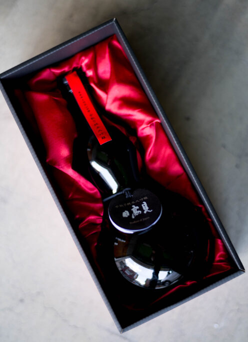 独特のオーラ漂うBALACK BOTTLE  「日高見　HITAKAMI　純米大吟醸中取り　東条産特A山田錦　＜黒ひょうたんボトル　BLACK HYÔTAN BOTTLE＞  R6BY」