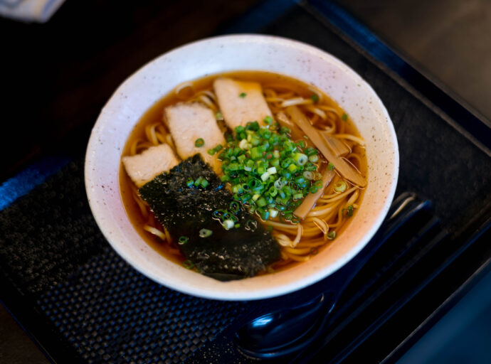 中華そば池田屋　CHINESE SOBA IKEDAYA　ちゅうかそば　いけだや　チュウカソバ イケダヤ　静岡県藤枝市泉町43-12　温そば　並　冷やしそば　追加　並　ONSOBA　NAMI　TUIKA　HIYASHI SOBA　NAMI　オンソバ　ナミ　ツイカ　ヒヤシソバ　ナミ　繁盛店　行列
早朝営業　地元人気店　常連　遠征　志太系そば　典型的　朝から二杯　文化
（株）富屋酒店　愛知県名古屋市瑞穂区上坂町1-41-2　地酒屋　専門店　ライカM11　ズミルックス50　レンズ　代表　上田豊二　きき酒師　焼酎アドバイザー　
シャンパーニュシュヴァリエ　堀田駅　熱田神宮駅
名古屋高速　堀田出口すぐ　牛巻交差点すぐ　レトロ街並み　瓦屋根
　　　クラッシックカー　クラッシックバイク　インテリア　ファッション　音楽
センス　クリエイト　おたく　マニア　映画　シネマ
