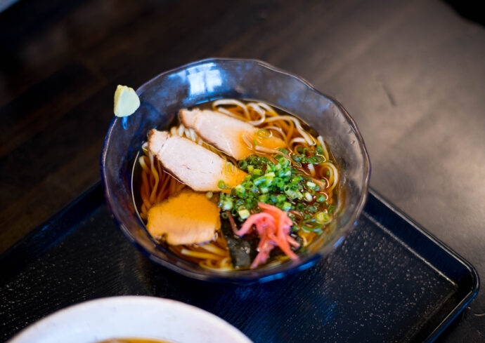 中華そば池田屋　CHINESE SOBA IKEDAYA　ちゅうかそば　いけだや　チュウカソバ イケダヤ　静岡県藤枝市泉町43-12　温そば　並　冷やしそば　追加　並　ONSOBA　NAMI　TUIKA　HIYASHI SOBA　NAMI　オンソバ　ナミ　ツイカ　ヒヤシソバ　ナミ　繁盛店　行列
早朝営業　地元人気店　常連　遠征　志太系そば　典型的　朝から二杯　文化
（株）富屋酒店　愛知県名古屋市瑞穂区上坂町1-41-2　地酒屋　専門店　ライカM11　ズミルックス50　レンズ　代表　上田豊二　きき酒師　焼酎アドバイザー　
シャンパーニュシュヴァリエ　堀田駅　熱田神宮駅
名古屋高速　堀田出口すぐ　牛巻交差点すぐ　レトロ街並み　瓦屋根
　　　クラッシックカー　クラッシックバイク　インテリア　ファッション　音楽
センス　クリエイト　おたく　マニア　映画　シネマ
