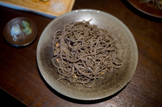 古窯庵　半田店　こようあん　はんだてん　コヨウアン　ハンダテン　KOYOHANN　HANDATEN　知多　半田　そば　SOBA　ソバ　愛知県半田市中町3-70
私ども「古窯庵」は愛知県知多半島の常滑市と半田市で石臼焼き自家製粉の手打ち蕎麦の店をいとなんでいます。店名は日本六古窯の地・常滑にちなんで名付けました。名鉄半田駅前で大衆酒場「けとばし屋」と「ちりとり屋」も営業しております。ご贔屓の程宜しくお願いいたします。
（株）富屋酒店　愛知県名古屋市瑞穂区上坂町1-41-2　地酒屋　専門店　ライカM11　ズミルックス50　レンズ　代表　上田豊二　きき酒師　焼酎アドバイザー　
シャンパーニュシュヴァリエ　堀田駅　熱田神宮駅
名古屋高速　堀田出口すぐ　牛巻交差点すぐ　レトロ街並み　瓦屋根
　　　クラッシックカー　クラッシックバイク　インテリア　ファッション　音楽
センス　クリエイト　おたく　マニア　映画　シネマ
