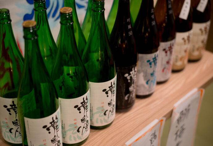 日本酒ゴーアラウンド 2023　NIHONNSHU GO AROUND　にほんしゅ ごーあらうんど  2023年10月1日 日曜日 桜びより 日本酒 バー 居酒屋　日本料理  愛知県名古屋市中区栄3-9-17ウィンゼンビルＢ1F　中川貴代　あーちゃん　おばんざい　名古屋超絶人気店　予約必須　富屋酒店　日本酒ラインナップ充実　瀧自慢酒造　杉本龍也　専務取締役　長年特約店　名古屋初取引　特約店　全ラインナップ　取り扱い　滝水流　はやせ
純米吟醸　八反錦50　北雫50　吟風50　秋あがり　神の穂　お燗　旨し　
（株）富屋酒店　愛知県名古屋市瑞穂区上坂町1-41-2　地酒屋　専門店　ライカM11　ズミルックス50　レンズ　代表　上田豊二　きき酒師　焼酎アドバイザー　
シャンパーニュシュヴァリエ　堀田駅　熱田神宮駅
名古屋高速　堀田出口すぐ　牛巻交差点すぐ　レトロ街並み　瓦屋根
　　　クラッシックカー　クラッシックバイク　インテリア　ファッション　音楽
センス　クリエイト　おたく　マニア　映画　シネマ
