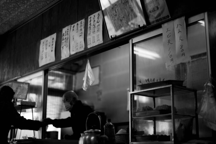 玉麺 佳津屋   たまめん かつや タマメン カツヤ TAMAMEN KATUYA 稲永 そば うどん 愛知県名古屋市港区稲永5-8-14 超絶老舗 絶滅危惧種
昭和レトロ ライカ映え うどん　きしめん 中華そば 　ハム天　えび天  ねぎ入れ放題
ころ（冷たく）又は ぬるく 出来ます 替玉（一玉） 生たまご  激安 地元に愛される老舗
激早 サービス いにしえの麺処
（株）富屋酒店 かぶしきがいしゃ とみやさけてん カブシキガイシャ　トミヤサケテン TOMIYA SAKETEN 　愛知県名古屋市瑞穂区上坂町1-41-2　地酒屋　豊盃　HOUHAI ほうはい　ホーハイ　三浦酒造  MIURASHUZO日高見　ひたかみ　ヒタカミ HITAKAMI  平孝酒造　HIRAKOSHUZO 天の戸 アマノト　あまのと　AMANOTO　浅舞酒造 ASAMAISHUZO　飛露喜 HIROKISHUZOHONTEN　廣木酒造本店　HIROK　大那 DAINA　ダイナ　だいな　菊の里酒造　KIKUNOSATOSHUZO　旭興　KYOKUKO　きょくこう　キョクコウ　渡邉酒造　WATANABESHUZO　仙禽 SENKIN　せんきん　センキン（株）せんきん SENKIN鶴齢　カクレイ　かくれい KAKUREI　青木酒造　AOKISHUZO謙信 ケンシン　けんしん KENSHIN池田屋酒造 IKEDAYASHUZO 白岳仙 HAKUGAKUSEN　ハクガクセン　はくがくせん　安本酒造 YASUMOTOSHUZO 群馬泉 グンマイズミ　ぐんまいずみ 島岡酒造 SHIMAOKASHUZO  喜久醉 きくよい キクヨイKIKUYOI 青島酒造 AOSHIMASHUZO 長珍 ちょうちん　チョウチン長珍酒造CHOCHINSHUZO　みねたからみりん　峯寳 味醂　一子相伝 ミネタカラ　いっしそうでん　イッシソウデン　小笠原味醂 OGASAWARA MIRIN

瀧自慢　たきじまん　タキジマン　瀧自慢酒造　TAKIZIMANSHUZO　田光　TABIKA 早川酒造  HAYAKAWASHUZO　作　ZAKU ざく ザク 清水清三郎商店 SHIMIZUSEIZABUROSHOTEN  篠峯　櫛羅　しのみね　シノミネ　くじら　クジラ　千代酒造　CHIYOSHUZO　雑賀　さいか　サイカ　九重雑賀  KOKONOESAIKA　紀土　鶴梅　無量山　きっど　キッド　KID 　ツルウメ　つるうめ　TURUUME　ムリョウザン　むりょうざん　MURYOZAN　平和酒造　HEIWASHUZO　蒼空　そうくう　ソウクウ　SÔKÛ　藤岡酒造　HUJIOKASHUZO 　宝剣　HOUKEN  宝剣酒造　ほうけんしゅぞう　ホウケンシュゾウ　HOKENSHUZO　清酒竹鶴　小笹屋竹鶴　せいしゅたけつる　セイシュタケツル　おささやたけつる　オササヤタケツル　竹鶴酒造　TAKETURUSHUZO
石鎚　いしづち　イシヅチ　石鎚酒造　ISHIDUCHISHUZO　土佐しらぎく　とさしらぎく　トサシラギク　仙頭酒造場　せんとうしゅぞうじょう　SENDOSHUZOZYO　アルガブランカ　ARUGABURANKA勝沼醸造　KATUNUMAJÔZÔ　ドメーヌソガ　ソガ・ペール・エ・フィス SOGA PELE ET FIS　オブセワイナリー　OBUSEWINERY　ドメーヌタカヒコ　DOMAINE TAKAHIKO　クリサワブラン　KURISAWA BLANC　ナカザワワイナリー　NAKAZAWA WINERY　さつま寿　SATUMA KOTOBUKI 　尾込商店 OGOME SHOTEN  蔵の師魂 KURANOSHIKON  小正醸造　KOMASA ＪÔＺÔ　天狗櫻 TENGUSAKURA  白石酒蔵　SHIRAISHISHUZO  しま千両 SHIMASENRYO　高崎酒蔵  TAKASAKISHUZO  杜氏潤平　TOJIJUNPEI  小玉醸造  KODAMAJOZO  赤鹿毛　青鹿毛  AKAKAGE   AOKAGE　柳田酒蔵  YANAGIDASHUZO　舞香　MAIKA　泰明　TAIMEI　藤居醸造　HUZIIJÔＺÔ　池の露　特酎天草　IKENOTUYU  TOKUCHU  AMAKUSA　壱乃醸　飛乃流　朝日　ICHINOJO  HINORYU　ASAHI　朝日酒造　ASAHISHUZO　龍宮　RYUGU 富田酒造場　TOMITASHUZOJO　鳥飼 TORIKAI　鳥飼酒造　TORIKAISHUZO　極楽 GOIKURAKU　林酒造場 HAYASHISHUZOJO　屋久の島大自然林　酔麦香　YAKUNOSHIMA DAISHIZENRIN SUIBASKUKA　本坊酒造　HONBOSHUZO
金峰　金峰荒蘆過  KINPO　KINPOARAROKA　宇都酒造　UTOSHUZO　北谷長老　CHYATANCHÔＲÔ　北谷酒造　CHYATANSHUZO　山原くいな　YAMBARUKUINA　やんばる酒造　YAMBARUSHUZO　2024年春オープン予定 いいねタウン瑞穂 iiNE マルシェ内　グランクレア瑞穂 いいねタウン瑞穂  愛知県名古屋市瑞穂区宝田町四丁目2番、3番2　春敲町三丁目23番1（地番） 魚太郎　UOTARO MIZUHO うおたろう　ウオタロウ　なごやみずほてん　ナゴヤミズホテン　 名古屋瑞穂店  車で1分　徒歩5分　丸明 瑞穂店  MARUAKI MIZUHO　マルアキ ミズホテン　まるあき みずほてん　 徒歩10分　車3分　焼肉 美奈登  ヤキニクミナト　やきにくみなと YAKINIKU MINATO 車で2分　徒歩10分  どての品川　DOTENO SHINAGAWA　ドテノシナガワ　どてのしながわ　車で30秒　徒歩1分昇福亭　SHOHUKUTEI しょうふくてい　ショウフクテイ 街中華　マニア　大盛り　個性派  車で5分　徒歩15分  名店 近くにたくさんあり　堀田バンザイ　牛巻バンザイ　名古屋のへそ

