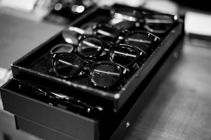 CASABLANCA  カサブランカ　かさぶらんか　EYEWEAR 眼鏡　めがね　メガネ　STIFF スティフ SUBPOP　サブポップ　925 STERLING SILVER 925スターリングシルバー CLEAR LIGHT GRAY LENS 2023
BLUE BEAT ブルービート 　ACE エース 「CASABLANCA」のクリエイティブデザイナーを務める「山口啓祐」が、最高品質の素材を使用し、「トラディショナル」をコンセプトに設立。最高品質のアセテート、シルバー925を採用したパーツ、90％以上のチタンで構成されているTITAN AM-Pを採用するなど、最高品質の素材を厳選し、世界有数の眼鏡生産地である福井県鯖江の職人による手作業によって製作されています。年齢を重ねると共に、着用する二兎の人生が反映されるアイウェアを提案します。（株）富屋酒店 かぶしきがいしゃ とみやさけてん カブシキガイシャ　トミヤサケテン TOMIYA SAKETEN 　愛知県名古屋市瑞穂区上坂町1-41-2　地酒屋　豊盃　HOUHAI ほうはい　ホーハイ　三浦酒造  MIURASHUZO日高見　ひたかみ　ヒタカミ HITAKAMI  平孝酒造　HIRAKOSHUZO 天の戸 アマノト　あまのと　AMANOTO　浅舞酒造 ASAMAISHUZO　飛露喜 HIROKISHUZOHONTEN　廣木酒造本店　HIROK　大那 DAINA　ダイナ　だいな　菊の里酒造　KIKUNOSATOSHUZO　旭興　KYOKUKO　きょくこう　キョクコウ　渡邉酒造　WATANABESHUZO　仙禽 SENKIN　せんきん　センキン（株）せんきん SENKIN鶴齢　カクレイ　かくれい KAKUREI　青木酒造　AOKISHUZO謙信 ケンシン　けんしん KENSHIN池田屋酒造 IKEDAYASHUZO 白岳仙 HAKUGAKUSEN　ハクガクセン　はくがくせん　安本酒造 YASUMOTOSHUZO 群馬泉 グンマイズミ　ぐんまいずみ 島岡酒造 SHIMAOKASHUZO  喜久醉 きくよい キクヨイKIKUYOI 青島酒造 AOSHIMASHUZO 長珍 ちょうちん　チョウチン長珍酒造CHOCHINSHUZO　みねたからみりん　峯寳 味醂　一子相伝 ミネタカラ　いっしそうでん　イッシソウデン　小笠原味醂 OGASAWARA MIRIN

瀧自慢　たきじまん　タキジマン　瀧自慢酒造　TAKIZIMANSHUZO　田光　TABIKA 早川酒造  HAYAKAWASHUZO　作　ZAKU ざく ザク 清水清三郎商店 SHIMIZUSEIZABUROSHOTEN  篠峯　櫛羅　しのみね　シノミネ　くじら　クジラ　千代酒造　CHIYOSHUZO　雑賀　さいか　サイカ　九重雑賀  KOKONOESAIKA　紀土　鶴梅　無量山　きっど　キッド　KID 　ツルウメ　つるうめ　TURUUME　ムリョウザン　むりょうざん　MURYOZAN　平和酒造　HEIWASHUZO　蒼空　そうくう　ソウクウ　SÔKÛ　藤岡酒造　HUJIOKASHUZO 　宝剣　HOUKEN  宝剣酒造　ほうけんしゅぞう　ホウケンシュゾウ　HOKENSHUZO　清酒竹鶴　小笹屋竹鶴　せいしゅたけつる　セイシュタケツル　おささやたけつる　オササヤタケツル　竹鶴酒造　TAKETURUSHUZO
石鎚　いしづち　イシヅチ　石鎚酒造　ISHIDUCHISHUZO　土佐しらぎく　とさしらぎく　トサシラギク　仙頭酒造場　せんとうしゅぞうじょう　SENDOSHUZOZYO
　
 ブルゴーニュワイン　BOURGOGNE  ボルドーワイン　BORDEAUXカリフォルニアワイン CALIFORNIA  シャンパーニュ  SHAMPAGNEアルザスワイン ALSACE ドイツワイン WEIN GERMAN WINE 専門店　ライカM11　ズミルックス50　レンズ　代表　上田豊二　　きき酒師　焼酎アドバイザー　シャンパーニュシュヴァリエ　堀田駅より徒歩10分　熱田神宮駅より徒歩10分
市バス　牛巻より徒歩３分　地下鉄堀田駅より徒歩１５分　名古屋高速堀田出口より車で２分　牛巻交差点より徒歩５分　レトロ街並み　瓦屋根　裏道　大通りより二本入る　CLASSIC CARクラッシックカー CLASSIC BIKE　クラッシックバイク INTERIA　インテリア　　FASHION　ファッション　MUSIC　音楽　LOVE　SAKE SHOP　酒屋
センス　クリエイト　おたく　　MANIAマニア MOVIE　映画　CINEMA シネマ　2024年春オープン予定 いいねタウン瑞穂 iiNE マルシェ内　グランクレア瑞穂 いいねタウン瑞穂  愛知県名古屋市瑞穂区宝田町四丁目2番、3番2　春敲町三丁目23番1（地番） 魚太郎　UOTARO MIZUHO うおたろう　ウオタロウ　なごやみずほてん　ナゴヤミズホテン　 名古屋瑞穂店  車で1分　徒歩5分　丸明 瑞穂店  MARUAKI MIZUHO　マルアキ ミズホテン　まるあき みずほてん　 徒歩10分　車3分　焼肉 美奈登  ヤキニクミナト　やきにくみなと YAKINIKU MINATO 車で2分　徒歩10分  どての品川　DOTENO SHINAGAWA　ドテノシナガワ　どてのしながわ　車で30秒　徒歩1分昇福亭　SHOHUKUTEI しょうふくてい　ショウフクテイ 街中華　マニア　大盛り　個性派  車で5分　徒歩15分  名店 近くにたくさんあり　堀田バンザイ　牛巻バンザイ　名古屋のへそ
Alto　e　Diritto　アルト　エ　ディリット　愛知県名古屋市東区泉1-12-2
高柳忍　社長　伊藤真也　バイヤー　最高　最強　日本一　服屋　唯一無二
FIXER　Fixer　フィクサー　F1　F2　F3　F4　Cow　Leather　BLACK
House　Leather　Cashmere　Suede　Leather　国籍不明　デザイナー不明
干場義正　福田洋平　片山勇　ハービー山口　　愛する服屋　仲間
謎　

