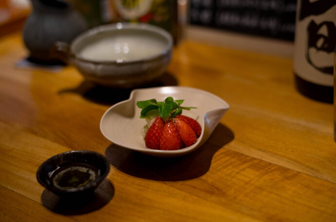 日本酒と旬彩 那古野 けのひ NIHONSHU TO SHUNSAI NAGONO KENMOHI　にほんしゅとしんさい なごの けのひ ニホンシュトシュンサイ ナゴノ　ケノヒ　国際センター  日本料理 和食  愛知県名古屋市西区那古野1-17-17  （株）富屋酒店 かぶしきがいしゃ とみやさけてん カブシキガイシャ　トミヤサケテン TOMIYA SAKETEN 　愛知県名古屋市瑞穂区上坂町1-41-2　地酒屋　豊盃　HOUHAI ほうはい　ホーハイ　三浦酒造  MIURASHUZO日高見　ひたかみ　ヒタカミ HITAKAMI  平孝酒造　HIRAKOSHUZO 天の戸 アマノト　あまのと　AMANOTO　浅舞酒造 ASAMAISHUZO　飛露喜 HIROKISHUZOHONTEN　廣木酒造本店　HIROK　大那 DAINA　ダイナ　だいな　菊の里酒造　KIKUNOSATOSHUZO　旭興　KYOKUKO　きょくこう　キョクコウ　渡邉酒造　WATANABESHUZO　仙禽 SENKIN　せんきん　センキン（株）せんきん SENKIN鶴齢　カクレイ　かくれい KAKUREI　青木酒造　AOKISHUZO謙信 ケンシン　けんしん KENSHIN池田屋酒造 IKEDAYASHUZO 白岳仙 HAKUGAKUSEN　ハクガクセン　はくがくせん　安本酒造 YASUMOTOSHUZO 群馬泉 グンマイズミ　ぐんまいずみ 島岡酒造 SHIMAOKASHUZO  喜久醉 きくよい キクヨイKIKUYOI 青島酒造 AOSHIMASHUZO 長珍 ちょうちん　チョウチン長珍酒造CHOCHINSHUZO　みねたからみりん　峯寳 味醂　一子相伝 ミネタカラ　いっしそうでん　イッシソウデン　小笠原味醂 OGASAWARA MIRIN

瀧自慢　たきじまん　タキジマン　瀧自慢酒造　TAKIZIMANSHUZO　田光　TABIKA 早川酒造  HAYAKAWASHUZO　作　ZAKU ざく ザク 清水清三郎商店 SHIMIZUSEIZABUROSHOTEN  篠峯　櫛羅　しのみね　シノミネ　くじら　クジラ　千代酒造　CHIYOSHUZO　雑賀　さいか　サイカ　九重雑賀  KOKONOESAIKA　紀土　鶴梅　無量山　きっど　キッド　KID 　ツルウメ　つるうめ　TURUUME　ムリョウザン　むりょうざん　MURYOZAN　平和酒造　HEIWASHUZO　蒼空　そうくう　ソウクウ　SÔKÛ　藤岡酒造　HUJIOKASHUZO 　宝剣　HOUKEN  宝剣酒造　ほうけんしゅぞう　ホウケンシュゾウ　HOKENSHUZO　清酒竹鶴　小笹屋竹鶴　せいしゅたけつる　セイシュタケツル　おささやたけつる　オササヤタケツル　竹鶴酒造　TAKETURUSHUZO
石鎚　いしづち　イシヅチ　石鎚酒造　ISHIDUCHISHUZO　土佐しらぎく　とさしらぎく　トサシラギク　仙頭酒造場　せんとうしゅぞうじょう　SENDOSHUZOZYO　アルガブランカ　ARUGABURANKA勝沼醸造　KATUNUMAJÔZÔ　ドメーヌソガ　ソガ・ペール・エ・フィス SOGA PELE ET FIS　オブセワイナリー　OBUSEWINERY　ドメーヌタカヒコ　DOMAINE TAKAHIKO　クリサワブラン　KURISAWA BLANC　ナカザワワイナリー　NAKAZAWA WINERY　さつま寿　SATUMA KOTOBUKI 　尾込商店 OGOME SHOTEN  蔵の師魂 KURANOSHIKON  小正醸造　KOMASA ＪÔＺÔ　天狗櫻 TENGUSAKURA  白石酒蔵　SHIRAISHISHUZO  しま千両 SHIMASENRYO　高崎酒蔵  TAKASAKISHUZO  杜氏潤平　TOJIJUNPEI  小玉醸造  KODAMAJOZO  赤鹿毛　青鹿毛  AKAKAGE   AOKAGE　柳田酒蔵  YANAGIDASHUZO　舞香　MAIKA　泰明　TAIMEI　藤居醸造　HUZIIJÔＺÔ　池の露　特酎天草　IKENOTUYU  TOKUCHU  AMAKUSA　壱乃醸　飛乃流　朝日　ICHINOJO  HINORYU　ASAHI　朝日酒造　ASAHISHUZO　龍宮　RYUGU 富田酒造場　TOMITASHUZOJO　鳥飼 TORIKAI　鳥飼酒造　TORIKAISHUZO　極楽 GOIKURAKU　林酒造場 HAYASHISHUZOJO　屋久の島大自然林　酔麦香　YAKUNOSHIMA DAISHIZENRIN SUIBASKUKA　本坊酒造　HONBOSHUZO
金峰　金峰荒蘆過  KINPO　KINPOARAROKA　宇都酒造　UTOSHUZO　北谷長老　CHYATANCHÔＲÔ　北谷酒造　CHYATANSHUZO　山原くいな　YAMBARUKUINA　やんばる酒造　YAMBARUSHUZO　2024年春オープン予定 いいねタウン瑞穂 iiNE マルシェ内　グランクレア瑞穂 いいねタウン瑞穂  愛知県名古屋市瑞穂区宝田町四丁目2番、3番2　春敲町三丁目23番1（地番） 魚太郎　UOTARO MIZUHO うおたろう　ウオタロウ　なごやみずほてん　ナゴヤミズホテン　 名古屋瑞穂店  車で1分　徒歩5分　丸明 瑞穂店  MARUAKI MIZUHO　マルアキ ミズホテン　まるあき みずほてん　 徒歩10分　車3分　焼肉 美奈登  ヤキニクミナト　やきにくみなと YAKINIKU MINATO 車で2分　徒歩10分  どての品川　DOTENO SHINAGAWA　ドテノシナガワ　どてのしながわ　車で30秒　徒歩1分昇福亭　SHOHUKUTEI しょうふくてい　ショウフクテイ 街中華　マニア　大盛り　個性派  車で5分　徒歩15分  名店 近くにたくさんあり　堀田バンザイ　牛巻バンザイ　名古屋のへそ
