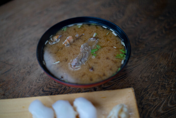 金寿司 地魚亭 KINSUSHI  ZIZAKANATEI  キンズシ ジザカナテイ　きんずし じざかなてい  
静岡県焼津市中港2-4-18　特上寿司 サッポロ黒ラベル中瓶 喜久醉 特別純米  アオリイカ 3貫  生桜エビ 5貫 あら汁  スーパーコスパ　超絶鮮度 最高 最強
焼津港 やいずこう ヤイズコウ YAIZU BAY  地魚亭 ジザカナテイ じざかなてい 
（株）富屋酒店 かぶしきがいしゃ とみやさけてん カブシキガイシャ　トミヤサケテン TOMIYA SAKETEN 　愛知県名古屋市瑞穂区上坂町1-41-2　地酒屋　豊盃　HOUHAI ほうはい　ホーハイ　三浦酒造  MIURASHUZO日高見　ひたかみ　ヒタカミ HITAKAMI  平孝酒造　HIRAKOSHUZO 天の戸 アマノト　あまのと　AMANOTO　浅舞酒造 ASAMAISHUZO　飛露喜 HIROKISHUZOHONTEN　廣木酒造本店　HIROK　大那 DAINA　ダイナ　だいな　菊の里酒造　KIKUNOSATOSHUZO　旭興　KYOKUKO　きょくこう　キョクコウ　渡邉酒造　WATANABESHUZO　仙禽 SENKIN　せんきん　センキン（株）せんきん SENKIN鶴齢　カクレイ　かくれい KAKUREI　青木酒造　AOKISHUZO謙信 ケンシン　けんしん KENSHIN池田屋酒造 IKEDAYASHUZO 白岳仙 HAKUGAKUSEN　ハクガクセン　はくがくせん　安本酒造 YASUMOTOSHUZO 群馬泉 グンマイズミ　ぐんまいずみ 島岡酒造 SHIMAOKASHUZO  喜久醉 きくよい キクヨイKIKUYOI 青島酒造 AOSHIMASHUZO 長珍 ちょうちん　チョウチン長珍酒造CHOCHINSHUZO　みねたからみりん　峯寳 味醂　一子相伝 ミネタカラ　いっしそうでん　イッシソウデン　小笠原味醂 OGASAWARA MIRIN

瀧自慢　たきじまん　タキジマン　瀧自慢酒造　TAKIZIMANSHUZO　田光　TABIKA 早川酒造  HAYAKAWASHUZO　作　ZAKU ざく ザク 清水清三郎商店 SHIMIZUSEIZABUROSHOTEN  篠峯　櫛羅　しのみね　シノミネ　くじら　クジラ　千代酒造　CHIYOSHUZO　雑賀　さいか　サイカ　九重雑賀  KOKONOESAIKA　紀土　鶴梅　無量山　きっど　キッド　KID 　ツルウメ　つるうめ　TURUUME　ムリョウザン　むりょうざん　MURYOZAN　平和酒造　HEIWASHUZO　蒼空　そうくう　ソウクウ　SÔKÛ　藤岡酒造　HUJIOKASHUZO 　宝剣　HOUKEN  宝剣酒造　ほうけんしゅぞう　ホウケンシュゾウ　HOKENSHUZO　清酒竹鶴　小笹屋竹鶴　せいしゅたけつる　セイシュタケツル　おささやたけつる　オササヤタケツル　竹鶴酒造　TAKETURUSHUZO
石鎚　いしづち　イシヅチ　石鎚酒造　ISHIDUCHISHUZO　土佐しらぎく　とさしらぎく　トサシラギク　仙頭酒造場　せんとうしゅぞうじょう　SENDOSHUZOZYO　アルガブランカ　ARUGABURANKA勝沼醸造　KATUNUMAJÔZÔ　ドメーヌソガ　ソガ・ペール・エ・フィス SOGA PELE ET FIS　オブセワイナリー　OBUSEWINERY　ドメーヌタカヒコ　DOMAINE TAKAHIKO　クリサワブラン　KURISAWA BLANC　ナカザワワイナリー　NAKAZAWA WINERY　さつま寿　SATUMA KOTOBUKI 　尾込商店 OGOME SHOTEN  蔵の師魂 KURANOSHIKON  小正醸造　KOMASA ＪÔＺÔ　天狗櫻 TENGUSAKURA  白石酒蔵　SHIRAISHISHUZO  しま千両 SHIMASENRYO　高崎酒蔵  TAKASAKISHUZO  杜氏潤平　TOJIJUNPEI  小玉醸造  KODAMAJOZO  赤鹿毛　青鹿毛  AKAKAGE   AOKAGE　柳田酒蔵  YANAGIDASHUZO　舞香　MAIKA　泰明　TAIMEI　藤居醸造　HUZIIJÔＺÔ　池の露　特酎天草　IKENOTUYU  TOKUCHU  AMAKUSA　壱乃醸　飛乃流　朝日　ICHINOJO  HINORYU　ASAHI　朝日酒造　ASAHISHUZO　龍宮　RYUGU 富田酒造場　TOMITASHUZOJO　鳥飼 TORIKAI　鳥飼酒造　TORIKAISHUZO　極楽 GOIKURAKU　林酒造場 HAYASHISHUZOJO　屋久の島大自然林　酔麦香　YAKUNOSHIMA DAISHIZENRIN SUIBASKUKA　本坊酒造　HONBOSHUZO
金峰　金峰荒蘆過  KINPO　KINPOARAROKA　宇都酒造　UTOSHUZO　北谷長老　CHYATANCHÔＲÔ　北谷酒造　CHYATANSHUZO　山原くいな　YAMBARUKUINA　やんばる酒造　YAMBARUSHUZO　2024年春オープン予定 いいねタウン瑞穂 iiNE マルシェ内　グランクレア瑞穂 いいねタウン瑞穂  愛知県名古屋市瑞穂区宝田町四丁目2番、3番2　春敲町三丁目23番1（地番） 魚太郎　UOTARO MIZUHO うおたろう　ウオタロウ　なごやみずほてん　ナゴヤミズホテン　 名古屋瑞穂店  車で1分　徒歩5分　丸明 瑞穂店  MARUAKI MIZUHO　マルアキ ミズホテン　まるあき みずほてん　 徒歩10分　車3分　焼肉 美奈登  ヤキニクミナト　やきにくみなと YAKINIKU MINATO 車で2分　徒歩10分  どての品川　DOTENO SHINAGAWA　ドテノシナガワ　どてのしながわ　車で30秒　徒歩1分昇福亭　SHOHUKUTEI しょうふくてい　ショウフクテイ 街中華　マニア　大盛り　個性派  車で5分　徒歩15分  名店 近くにたくさんあり　堀田バンザイ　牛巻バンザイ　名古屋のへそ

