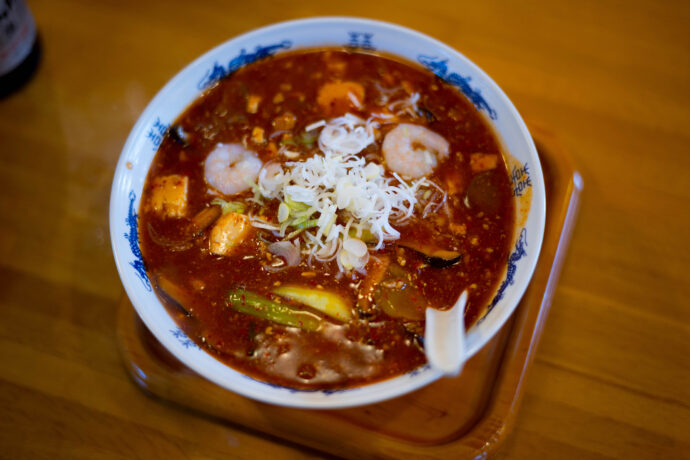 中華料理 松楽　ちゅうかりょうり　しょうらく　チュウカリョウリ　ショウラク　CHINESE FOOD SHORAKU　静岡県静岡市東区竜南3-11-14  麻婆麺 ザーサイ松楽メン　ぎょうざ　シュウマイ  旨し　
繁盛店　行列のできる店　旨辛ラーメンならここ
（株）富屋酒店 かぶしきがいしゃ とみやさけてん カブシキガイシャ　トミヤサケテン TOMIYA SAKETEN 　愛知県名古屋市瑞穂区上坂町1-41-2　地酒屋　豊盃　HOUHAI ほうはい　ホーハイ　三浦酒造  MIURASHUZO日高見　ひたかみ　ヒタカミ HITAKAMI  平孝酒造　HIRAKOSHUZO 天の戸 アマノト　あまのと　AMANOTO　浅舞酒造 ASAMAISHUZO　飛露喜 HIROKISHUZOHONTEN　廣木酒造本店　HIROK　大那 DAINA　ダイナ　だいな　菊の里酒造　KIKUNOSATOSHUZO　旭興　KYOKUKO　きょくこう　キョクコウ　渡邉酒造　WATANABESHUZO　仙禽 SENKIN　せんきん　センキン（株）せんきん SENKIN鶴齢　カクレイ　かくれい KAKUREI　青木酒造　AOKISHUZO謙信 ケンシン　けんしん KENSHIN池田屋酒造 IKEDAYASHUZO 白岳仙 HAKUGAKUSEN　ハクガクセン　はくがくせん　安本酒造 YASUMOTOSHUZO 群馬泉 グンマイズミ　ぐんまいずみ 島岡酒造 SHIMAOKASHUZO  喜久醉 きくよい キクヨイKIKUYOI 青島酒造 AOSHIMASHUZO 長珍 ちょうちん　チョウチン長珍酒造CHOCHINSHUZO　みねたからみりん　峯寳 味醂　一子相伝 ミネタカラ　いっしそうでん　イッシソウデン　小笠原味醂 OGASAWARA MIRIN

瀧自慢　たきじまん　タキジマン　瀧自慢酒造　TAKIZIMANSHUZO　田光　TABIKA 早川酒造  HAYAKAWASHUZO　作　ZAKU ざく ザク 清水清三郎商店 SHIMIZUSEIZABUROSHOTEN  篠峯　櫛羅　しのみね　シノミネ　くじら　クジラ　千代酒造　CHIYOSHUZO　雑賀　さいか　サイカ　九重雑賀  KOKONOESAIKA　紀土　鶴梅　無量山　きっど　キッド　KID 　ツルウメ　つるうめ　TURUUME　ムリョウザン　むりょうざん　MURYOZAN　平和酒造　HEIWASHUZO　蒼空　そうくう　ソウクウ　SÔKÛ　藤岡酒造　HUJIOKASHUZO 　宝剣　HOUKEN  宝剣酒造　ほうけんしゅぞう　ホウケンシュゾウ　HOKENSHUZO　清酒竹鶴　小笹屋竹鶴　せいしゅたけつる　セイシュタケツル　おささやたけつる　オササヤタケツル　竹鶴酒造　TAKETURUSHUZO
石鎚　いしづち　イシヅチ　石鎚酒造　ISHIDUCHISHUZO　土佐しらぎく　とさしらぎく　トサシラギク　仙頭酒造場　せんとうしゅぞうじょう　SENDOSHUZOZYO　アルガブランカ　ARUGABURANKA勝沼醸造　KATUNUMAJÔZÔ　ドメーヌソガ　ソガ・ペール・エ・フィス SOGA PELE ET FIS　オブセワイナリー　OBUSEWINERY　ドメーヌタカヒコ　DOMAINE TAKAHIKO　クリサワブラン　KURISAWA BLANC　ナカザワワイナリー　NAKAZAWA WINERY　さつま寿　SATUMA KOTOBUKI 　尾込商店 OGOME SHOTEN  蔵の師魂 KURANOSHIKON  小正醸造　KOMASA ＪÔＺÔ　天狗櫻 TENGUSAKURA  白石酒蔵　SHIRAISHISHUZO  しま千両 SHIMASENRYO　高崎酒蔵  TAKASAKISHUZO  杜氏潤平　TOJIJUNPEI  小玉醸造  KODAMAJOZO  赤鹿毛　青鹿毛  AKAKAGE   AOKAGE　柳田酒蔵  YANAGIDASHUZO　舞香　MAIKA　泰明　TAIMEI　藤居醸造　HUZIIJÔＺÔ　池の露　特酎天草　IKENOTUYU  TOKUCHU  AMAKUSA　壱乃醸　飛乃流　朝日　ICHINOJO  HINORYU　ASAHI　朝日酒造　ASAHISHUZO　龍宮　RYUGU 富田酒造場　TOMITASHUZOJO　鳥飼 TORIKAI　鳥飼酒造　TORIKAISHUZO　極楽 GOIKURAKU　林酒造場 HAYASHISHUZOJO　屋久の島大自然林　酔麦香　YAKUNOSHIMA DAISHIZENRIN SUIBASKUKA　本坊酒造　HONBOSHUZO
金峰　金峰荒蘆過  KINPO　KINPOARAROKA　宇都酒造　UTOSHUZO　北谷長老　CHYATANCHÔＲÔ　北谷酒造　CHYATANSHUZO　山原くいな　YAMBARUKUINA　やんばる酒造　YAMBARUSHUZO　2024年春オープン予定 いいねタウン瑞穂 iiNE マルシェ内　グランクレア瑞穂 いいねタウン瑞穂  愛知県名古屋市瑞穂区宝田町四丁目2番、3番2　春敲町三丁目23番1（地番） 魚太郎　UOTARO MIZUHO うおたろう　ウオタロウ　なごやみずほてん　ナゴヤミズホテン　 名古屋瑞穂店  車で1分　徒歩5分　丸明 瑞穂店  MARUAKI MIZUHO　マルアキ ミズホテン　まるあき みずほてん　 徒歩10分　車3分　焼肉 美奈登  ヤキニクミナト　やきにくみなと YAKINIKU MINATO 車で2分　徒歩10分  どての品川　DOTENO SHINAGAWA　ドテノシナガワ　どてのしながわ　車で30秒　徒歩1分昇福亭　SHOHUKUTEI しょうふくてい　ショウフクテイ 街中華　マニア　大盛り　個性派  車で5分　徒歩15分  名店 近くにたくさんあり　堀田バンザイ　牛巻バンザイ　名古屋のへそ
