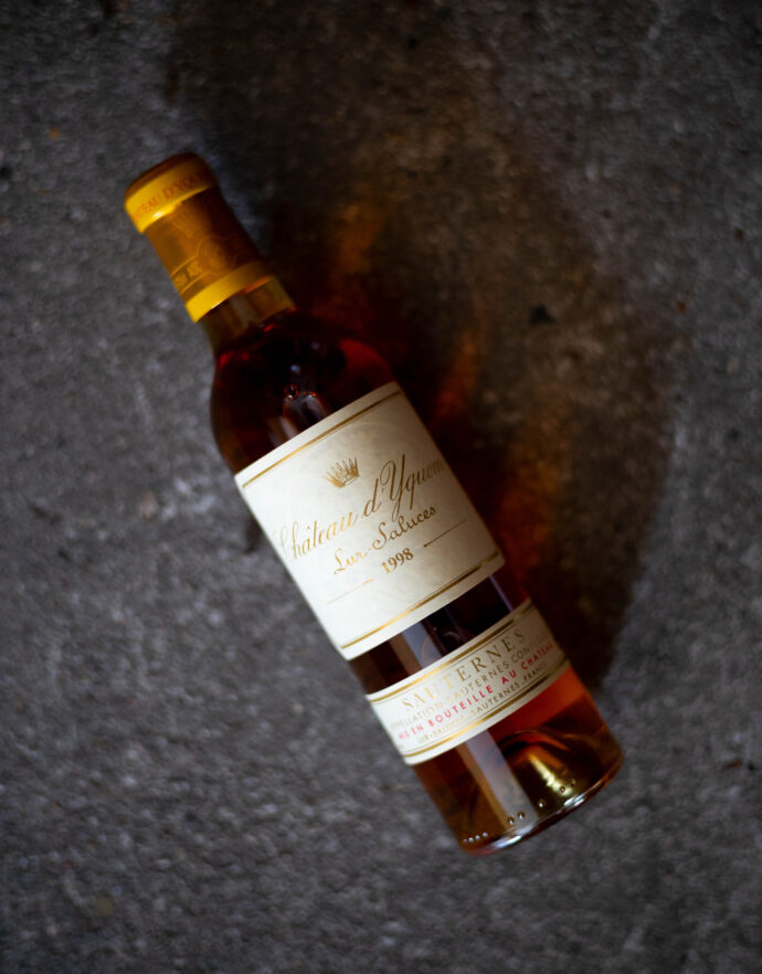 シャトー・ディケム　1998　ソーテルヌ　CHATEAU　D‘YQUEM　フランス　ボルドー　世界一　極甘口ワイン　大人甘口　入手困難　
一本の木からグラス一杯分しか造れないデザートワイン　世界最高峰
オークションで高値で取引き　100年の熟成に耐える　感動　至福
シャトー・ディケム　イケム　貴腐ワイン　希少　レア　最高　激ウマ　状態最高　熟成　飴色　デザートワイン　限定流通　資産価値　375ｍｌ
アストル　L‘Astre　フランス・ボルドーワイン専門輸入元　日本唯一
東京都千代田区神田町3-６　KS363ビル1階　井田　唯一無二
最強クオリティ　自社輸入　名古屋唯一　特約店　絶対的　信頼関係
シャトーローランラギャルド　シャトーファルグ　エクスプレッション
ポイヤック　エクスプレッション　マルゴー　ラベイユ・ド・フューザル
（株）富屋酒店 かぶしきがいしゃ とみやさけてん カブシキガイシャ　トミヤサケテン TOMIYA SAKETEN 　愛知県名古屋市瑞穂区上坂町1-41-2　地酒屋　豊盃　HOUHAI ほうはい　ホーハイ　三浦酒造  MIURASHUZO日高見　ひたかみ　ヒタカミ HITAKAMI  平孝酒造　HIRAKOSHUZO 天の戸 アマノト　あまのと　AMANOTO　浅舞酒造 ASAMAISHUZO　飛露喜 HIROKISHUZOHONTEN　廣木酒造本店　HIROK　大那 DAINA　ダイナ　だいな　菊の里酒造　KIKUNOSATOSHUZO　旭興　KYOKUKO　きょくこう　キョクコウ　渡邉酒造　WATANABESHUZO　仙禽 SENKIN　せんきん　センキン（株）せんきん SENKIN鶴齢　カクレイ　かくれい KAKUREI　青木酒造　AOKISHUZO謙信 ケンシン　けんしん KENSHIN池田屋酒造 IKEDAYASHUZO 白岳仙 HAKUGAKUSEN　ハクガクセン　はくがくせん　安本酒造 YASUMOTOSHUZO 群馬泉 グンマイズミ　ぐんまいずみ 島岡酒造 SHIMAOKASHUZO  喜久醉 きくよい キクヨイKIKUYOI 青島酒造 AOSHIMASHUZO 長珍 ちょうちん　チョウチン長珍酒造CHOCHINSHUZO　みねたからみりん　峯寳 味醂　一子相伝 ミネタカラ　いっしそうでん　イッシソウデン　小笠原味醂 OGASAWARA MIRIN

瀧自慢　たきじまん　タキジマン　瀧自慢酒造　TAKIZIMANSHUZO　田光　TABIKA 早川酒造  HAYAKAWASHUZO　作　ZAKU ざく ザク 清水清三郎商店 SHIMIZUSEIZABUROSHOTEN  篠峯　櫛羅　しのみね　シノミネ　くじら　クジラ　千代酒造　CHIYOSHUZO　雑賀　さいか　サイカ　九重雑賀  KOKONOESAIKA　紀土　鶴梅　無量山　きっど　キッド　KID 　ツルウメ　つるうめ　TURUUME　ムリョウザン　むりょうざん　MURYOZAN　平和酒造　HEIWASHUZO　蒼空　そうくう　ソウクウ　SÔKÛ　藤岡酒造　HUJIOKASHUZO 　宝剣　HOUKEN  宝剣酒造　ほうけんしゅぞう　ホウケンシュゾウ　HOKENSHUZO　清酒竹鶴　小笹屋竹鶴　せいしゅたけつる　セイシュタケツル　おささやたけつる　オササヤタケツル　竹鶴酒造　TAKETURUSHUZO
石鎚　いしづち　イシヅチ　石鎚酒造　ISHIDUCHISHUZO　土佐しらぎく　とさしらぎく　トサシラギク　仙頭酒造場　せんとうしゅぞうじょう　SENDOSHUZOZYO
　
 ブルゴーニュワイン　BOURGOGNE  ボルドーワイン　BORDEAUXカリフォルニアワイン CALIFORNIA  シャンパーニュ  SHAMPAGNEアルザスワイン ALSACE ドイツワイン WEIN GERMAN WINE 専門店　ライカM11　ズミルックス50　レンズ　代表　上田豊二　　きき酒師　焼酎アドバイザー　シャンパーニュシュヴァリエ　堀田駅より徒歩10分　熱田神宮駅より徒歩10分
市バス　牛巻より徒歩３分　地下鉄堀田駅より徒歩１５分　名古屋高速堀田出口より車で２分　牛巻交差点より徒歩５分　レトロ街並み　瓦屋根　裏道　大通りより二本入る　CLASSIC CARクラッシックカー CLASSIC BIKE　クラッシックバイク INTERIA　インテリア　　FASHION　ファッション　MUSIC　音楽　LOVE　SAKE SHOP　酒屋
センス　クリエイト　おたく　　MANIAマニア MOVIE　映画　CINEMA シネマ　2024年春オープン予定 いいねタウン瑞穂 iiNE マルシェ内　グランクレア瑞穂 いいねタウン瑞穂  愛知県名古屋市瑞穂区宝田町四丁目2番、3番2　春敲町三丁目23番1（地番） 魚太郎　UOTARO MIZUHO うおたろう　ウオタロウ　なごやみずほてん　ナゴヤミズホテン　 名古屋瑞穂店  車で1分　徒歩5分　丸明 瑞穂店  MARUAKI MIZUHO　マルアキ ミズホテン　まるあき みずほてん　 徒歩10分　車3分　焼肉 美奈登  ヤキニクミナト　やきにくみなと YAKINIKU MINATO 車で2分　徒歩10分  どての品川　DOTENO SHINAGAWA　ドテノシナガワ　どてのしながわ　車で30秒　徒歩1分昇福亭　SHOHUKUTEI しょうふくてい　ショウフクテイ 街中華　マニア　大盛り　個性派  車で5分　徒歩15分  名店 近くにたくさんあり　堀田バンザイ　牛巻バンザイ　名古屋のへそ

　
 ブルゴーニュワイン　BOURGOGNE  ボルドーワイン　BORDEAUXカリフォルニアワイン CALIFORNIA  シャンパーニュ  SHAMPAGNEアルザスワイン ALSACE ドイツワイン WEIN GERMAN WINE 専門店　ライカM11　ズミルックス50　レンズ　代表　上田豊二　　きき酒師　焼酎アドバイザー　シャンパーニュシュヴァリエ　堀田駅より徒歩10分　熱田神宮駅より徒歩10分
市バス　牛巻より徒歩３分　地下鉄堀田駅より徒歩１５分　名古屋高速堀田出口より車で２分　牛巻交差点より徒歩５分　レトロ街並み　瓦屋根　裏道　大通りより二本入る　CLASSIC CARクラッシックカー CLASSIC BIKE　クラッシックバイク INTERIA　インテリア　　FASHION　ファッション　MUSIC　音楽　LOVE　SAKE SHOP　酒屋
センス　クリエイト　おたく　　MANIAマニア MOVIE　映画　CINEMA シネマ　2024年春オープン予定 いいねタウン瑞穂 iiNE マルシェ内　グランクレア瑞穂 いいねタウン瑞穂  愛知県名古屋市瑞穂区宝田町四丁目2番、3番2　春敲町三丁目23番1（地番） 魚太郎　UOTARO MIZUHO うおたろう　ウオタロウ　なごやみずほてん　ナゴヤミズホテン　 名古屋瑞穂店  車で1分　徒歩5分　丸明 瑞穂店  MARUAKI MIZUHO　マルアキ ミズホテン　まるあき みずほてん　 徒歩10分　車3分　焼肉 美奈登  ヤキニクミナト　やきにくみなと YAKINIKU MINATO 車で2分　徒歩10分  どての品川　DOTENO SHINAGAWA　ドテノシナガワ　どてのしながわ　車で30秒　徒歩1分昇福亭　SHOHUKUTEI しょうふくてい　ショウフクテイ 街中華　マニア　大盛り　個性派  車で5分　徒歩15分  名店 近くにたくさんあり　堀田バンザイ　牛巻バンザイ　名古屋のへそ　





