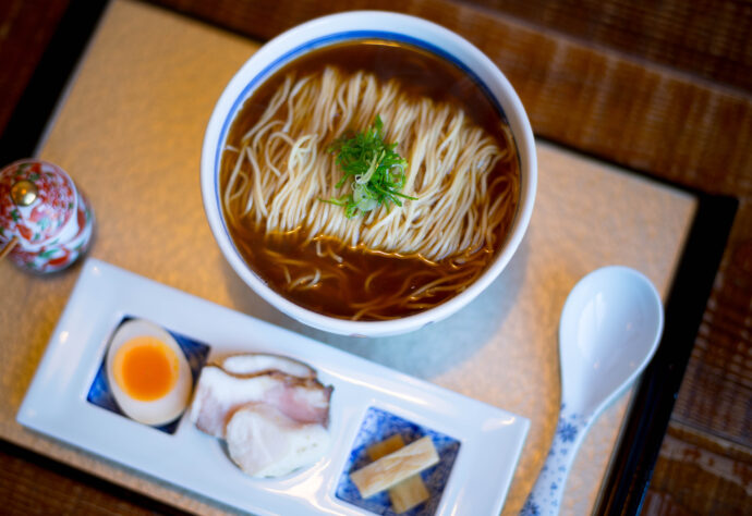 麺屋 八っすんば  静岡県藤枝市南新屋275-11  朝ラー　藤枝文化 静岡文化  志太系ラーメン  旨し  行列必須   清い  ピュア  （株）富屋酒店 かぶしきがいしゃ とみやさけてん カブシキガイシャ　トミヤサケテン TOMIYA SAKETEN 　愛知県名古屋市瑞穂区上坂町1-41-2　地酒屋　豊盃　HOUHAI ほうはい　ホーハイ　三浦酒造  MIURASHUZO日高見　ひたかみ　ヒタカミ HITAKAMI  平孝酒造　HIRAKOSHUZO 天の戸 アマノト　あまのと　AMANOTO　浅舞酒造 ASAMAISHUZO　飛露喜 HIROKISHUZOHONTEN　廣木酒造本店　HIROK　大那 DAINA　ダイナ　だいな　菊の里酒造　KIKUNOSATOSHUZO　旭興　KYOKUKO　きょくこう　キョクコウ　渡邉酒造　WATANABESHUZO　仙禽 SENKIN　せんきん　センキン（株）せんきん SENKIN鶴齢　カクレイ　かくれい KAKUREI　青木酒造　AOKISHUZO謙信 ケンシン　けんしん KENSHIN池田屋酒造 IKEDAYASHUZO 白岳仙 HAKUGAKUSEN　ハクガクセン　はくがくせん　安本酒造 YASUMOTOSHUZO 群馬泉 グンマイズミ　ぐんまいずみ 島岡酒造 SHIMAOKASHUZO  喜久醉 きくよい キクヨイKIKUYOI 青島酒造 AOSHIMASHUZO 長珍 ちょうちん　チョウチン長珍酒造CHOCHINSHUZO　みねたからみりん　峯寳 味醂　一子相伝 ミネタカラ　いっしそうでん　イッシソウデン　小笠原味醂 OGASAWARA MIRIN

瀧自慢　たきじまん　タキジマン　瀧自慢酒造　TAKIZIMANSHUZO　田光　TABIKA 早川酒造  HAYAKAWASHUZO　作　ZAKU ざく ザク 清水清三郎商店 SHIMIZUSEIZABUROSHOTEN  篠峯　櫛羅　しのみね　シノミネ　くじら　クジラ　千代酒造　CHIYOSHUZO　雑賀　さいか　サイカ　九重雑賀  KOKONOESAIKA　紀土　鶴梅　無量山　きっど　キッド　KID 　ツルウメ　つるうめ　TURUUME　ムリョウザン　むりょうざん　MURYOZAN　平和酒造　HEIWASHUZO　蒼空　そうくう　ソウクウ　SÔKÛ　藤岡酒造　HUJIOKASHUZO 　宝剣　HOUKEN  宝剣酒造　ほうけんしゅぞう　ホウケンシュゾウ　HOKENSHUZO　清酒竹鶴　小笹屋竹鶴　せいしゅたけつる　セイシュタケツル　おささやたけつる　オササヤタケツル　竹鶴酒造　TAKETURUSHUZO
石鎚　いしづち　イシヅチ　石鎚酒造　ISHIDUCHISHUZO　土佐しらぎく　とさしらぎく　トサシラギク　仙頭酒造場　せんとうしゅぞうじょう　SENDOSHUZOZYO　アルガブランカ　ARUGABURANKA勝沼醸造　KATUNUMAJÔZÔ　ドメーヌソガ　ソガ・ペール・エ・フィス SOGA PELE ET FIS　オブセワイナリー　OBUSEWINERY　ドメーヌタカヒコ　DOMAINE TAKAHIKO　クリサワブラン　KURISAWA BLANC　ナカザワワイナリー　NAKAZAWA WINERY　さつま寿　SATUMA KOTOBUKI 　尾込商店 OGOME SHOTEN  蔵の師魂 KURANOSHIKON  小正醸造　KOMASA ＪÔＺÔ　天狗櫻 TENGUSAKURA  白石酒蔵　SHIRAISHISHUZO  しま千両 SHIMASENRYO　高崎酒蔵  TAKASAKISHUZO  杜氏潤平　TOJIJUNPEI  小玉醸造  KODAMAJOZO  赤鹿毛　青鹿毛  AKAKAGE   AOKAGE　柳田酒蔵  YANAGIDASHUZO　舞香　MAIKA　泰明　TAIMEI　藤居醸造　HUZIIJÔＺÔ　池の露　特酎天草　IKENOTUYU  TOKUCHU  AMAKUSA　壱乃醸　飛乃流　朝日　ICHINOJO  HINORYU　ASAHI　朝日酒造　ASAHISHUZO　龍宮　RYUGU 富田酒造場　TOMITASHUZOJO　鳥飼 TORIKAI　鳥飼酒造　TORIKAISHUZO　極楽 GOIKURAKU　林酒造場 HAYASHISHUZOJO　屋久の島大自然林　酔麦香　YAKUNOSHIMA DAISHIZENRIN SUIBASKUKA　本坊酒造　HONBOSHUZO
金峰　金峰荒蘆過  KINPO　KINPOARAROKA　宇都酒造　UTOSHUZO　北谷長老　CHYATANCHÔＲÔ　北谷酒造　CHYATANSHUZO　山原くいな　YAMBARUKUINA　やんばる酒造　YAMBARUSHUZO　2024年春オープン予定 いいねタウン瑞穂 iiNE マルシェ内　グランクレア瑞穂 いいねタウン瑞穂  愛知県名古屋市瑞穂区宝田町四丁目2番、3番2　春敲町三丁目23番1（地番） 魚太郎　UOTARO MIZUHO うおたろう　ウオタロウ　なごやみずほてん　ナゴヤミズホテン　 名古屋瑞穂店  車で1分　徒歩5分　丸明 瑞穂店  MARUAKI MIZUHO　マルアキ ミズホテン　まるあき みずほてん　 徒歩10分　車3分　焼肉 美奈登  ヤキニクミナト　やきにくみなと YAKINIKU MINATO 車で2分　徒歩10分  どての品川　DOTENO SHINAGAWA　ドテノシナガワ　どてのしながわ　車で30秒　徒歩1分昇福亭　SHOHUKUTEI しょうふくてい　ショウフクテイ 街中華　マニア　大盛り　個性派  車で5分　徒歩15分  名店 近くにたくさんあり　堀田バンザイ　牛巻バンザイ　名古屋のへそ
