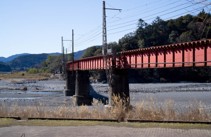 大井川鉄道 大井川鐵道 SL  エスエル　えすえる　蒸気機関車  STEAM LOCOMOTIVE 有名　名所　川根温泉 道の駅  塩郷の吊橋  SHIOGONOTURIBASHI しおごうのつりばし シオゴウオノツリバシ  癒し　大井川沿い　のどか  レトロ　観光列車　EL  醍醐味  通年運航
（株）富屋酒店 かぶしきがいしゃ とみやさけてん カブシキガイシャ　トミヤサケテン TOMIYA SAKETEN 　愛知県名古屋市瑞穂区上坂町1-41-2　地酒屋　豊盃　HOUHAI ほうはい　ホーハイ　三浦酒造  MIURASHUZO日高見　ひたかみ　ヒタカミ HITAKAMI  平孝酒造　HIRAKOSHUZO 天の戸 アマノト　あまのと　AMANOTO　浅舞酒造 ASAMAISHUZO　飛露喜 HIROKISHUZOHONTEN　廣木酒造本店　HIROK　大那 DAINA　ダイナ　だいな　菊の里酒造　KIKUNOSATOSHUZO　旭興　KYOKUKO　きょくこう　キョクコウ　渡邉酒造　WATANABESHUZO　仙禽 SENKIN　せんきん　センキン（株）せんきん SENKIN鶴齢　カクレイ　かくれい KAKUREI　青木酒造　AOKISHUZO謙信 ケンシン　けんしん KENSHIN池田屋酒造 IKEDAYASHUZO 白岳仙 HAKUGAKUSEN　ハクガクセン　はくがくせん　安本酒造 YASUMOTOSHUZO 群馬泉 グンマイズミ　ぐんまいずみ 島岡酒造 SHIMAOKASHUZO  喜久醉 きくよい キクヨイKIKUYOI 青島酒造 AOSHIMASHUZO 長珍 ちょうちん　チョウチン長珍酒造CHOCHINSHUZO　みねたからみりん　峯寳 味醂　一子相伝 ミネタカラ　いっしそうでん　イッシソウデン　小笠原味醂 OGASAWARA MIRIN

瀧自慢　たきじまん　タキジマン　瀧自慢酒造　TAKIZIMANSHUZO　田光　TABIKA 早川酒造  HAYAKAWASHUZO　作　ZAKU ざく ザク 清水清三郎商店 SHIMIZUSEIZABUROSHOTEN  篠峯　櫛羅　しのみね　シノミネ　くじら　クジラ　千代酒造　CHIYOSHUZO　雑賀　さいか　サイカ　九重雑賀  KOKONOESAIKA　紀土　鶴梅　無量山　きっど　キッド　KID 　ツルウメ　つるうめ　TURUUME　ムリョウザン　むりょうざん　MURYOZAN　平和酒造　HEIWASHUZO　蒼空　そうくう　ソウクウ　SÔKÛ　藤岡酒造　HUJIOKASHUZO 　宝剣　HOUKEN  宝剣酒造　ほうけんしゅぞう　ホウケンシュゾウ　HOKENSHUZO　清酒竹鶴　小笹屋竹鶴　せいしゅたけつる　セイシュタケツル　おささやたけつる　オササヤタケツル　竹鶴酒造　TAKETURUSHUZO
石鎚　いしづち　イシヅチ　石鎚酒造　ISHIDUCHISHUZO　土佐しらぎく　とさしらぎく　トサシラギク　仙頭酒造場　せんとうしゅぞうじょう　SENDOSHUZOZYO　アルガブランカ　ARUGABURANKA勝沼醸造　KATUNUMAJÔZÔ　ドメーヌソガ　ソガ・ペール・エ・フィス SOGA PELE ET FIS　オブセワイナリー　OBUSEWINERY　ドメーヌタカヒコ　DOMAINE TAKAHIKO　クリサワブラン　KURISAWA BLANC　ナカザワワイナリー　NAKAZAWA WINERY　さつま寿　SATUMA KOTOBUKI 　尾込商店 OGOME SHOTEN  蔵の師魂 KURANOSHIKON  小正醸造　KOMASA ＪÔＺÔ　天狗櫻 TENGUSAKURA  白石酒蔵　SHIRAISHISHUZO  しま千両 SHIMASENRYO　高崎酒蔵  TAKASAKISHUZO  杜氏潤平　TOJIJUNPEI  小玉醸造  KODAMAJOZO  赤鹿毛　青鹿毛  AKAKAGE   AOKAGE　柳田酒蔵  YANAGIDASHUZO　舞香　MAIKA　泰明　TAIMEI　藤居醸造　HUZIIJÔＺÔ　池の露　特酎天草　IKENOTUYU  TOKUCHU  AMAKUSA　壱乃醸　飛乃流　朝日　ICHINOJO  HINORYU　ASAHI　朝日酒造　ASAHISHUZO　龍宮　RYUGU 富田酒造場　TOMITASHUZOJO　鳥飼 TORIKAI　鳥飼酒造　TORIKAISHUZO　極楽 GOIKURAKU　林酒造場 HAYASHISHUZOJO　屋久の島大自然林　酔麦香　YAKUNOSHIMA DAISHIZENRIN SUIBASKUKA　本坊酒造　HONBOSHUZO
金峰　金峰荒蘆過  KINPO　KINPOARAROKA　宇都酒造　UTOSHUZO　北谷長老　CHYATANCHÔＲÔ　北谷酒造　CHYATANSHUZO　山原くいな　YAMBARUKUINA　やんばる酒造　YAMBARUSHUZO　2024年春オープン予定 いいねタウン瑞穂 iiNE マルシェ内　グランクレア瑞穂 いいねタウン瑞穂  愛知県名古屋市瑞穂区宝田町四丁目2番、3番2　春敲町三丁目23番1（地番） 魚太郎　UOTARO MIZUHO うおたろう　ウオタロウ　なごやみずほてん　ナゴヤミズホテン　 名古屋瑞穂店  車で1分　徒歩5分　丸明 瑞穂店  MARUAKI MIZUHO　マルアキ ミズホテン　まるあき みずほてん　 徒歩10分　車3分　焼肉 美奈登  ヤキニクミナト　やきにくみなと YAKINIKU MINATO 車で2分　徒歩10分  どての品川　DOTENO SHINAGAWA　ドテノシナガワ　どてのしながわ　車で30秒　徒歩1分昇福亭　SHOHUKUTEI しょうふくてい　ショウフクテイ 街中華　マニア　大盛り　個性派  車で5分　徒歩15分  名店 近くにたくさんあり　堀田バンザイ　牛巻バンザイ　名古屋のへそ
