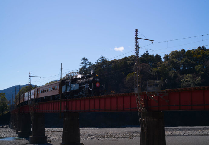 大井川鉄道 大井川鐵道 SL  エスエル　えすえる　蒸気機関車  STEAM LOCOMOTIVE 有名　名所　川根温泉 道の駅  塩郷の吊橋  SHIOGONOTURIBASHI しおごうのつりばし シオゴウオノツリバシ  癒し　大井川沿い　のどか  レトロ　観光列車　EL  醍醐味  通年運航
（株）富屋酒店 かぶしきがいしゃ とみやさけてん カブシキガイシャ　トミヤサケテン TOMIYA SAKETEN 　愛知県名古屋市瑞穂区上坂町1-41-2　地酒屋　豊盃　HOUHAI ほうはい　ホーハイ　三浦酒造  MIURASHUZO日高見　ひたかみ　ヒタカミ HITAKAMI  平孝酒造　HIRAKOSHUZO 天の戸 アマノト　あまのと　AMANOTO　浅舞酒造 ASAMAISHUZO　飛露喜 HIROKISHUZOHONTEN　廣木酒造本店　HIROK　大那 DAINA　ダイナ　だいな　菊の里酒造　KIKUNOSATOSHUZO　旭興　KYOKUKO　きょくこう　キョクコウ　渡邉酒造　WATANABESHUZO　仙禽 SENKIN　せんきん　センキン（株）せんきん SENKIN鶴齢　カクレイ　かくれい KAKUREI　青木酒造　AOKISHUZO謙信 ケンシン　けんしん KENSHIN池田屋酒造 IKEDAYASHUZO 白岳仙 HAKUGAKUSEN　ハクガクセン　はくがくせん　安本酒造 YASUMOTOSHUZO 群馬泉 グンマイズミ　ぐんまいずみ 島岡酒造 SHIMAOKASHUZO  喜久醉 きくよい キクヨイKIKUYOI 青島酒造 AOSHIMASHUZO 長珍 ちょうちん　チョウチン長珍酒造CHOCHINSHUZO　みねたからみりん　峯寳 味醂　一子相伝 ミネタカラ　いっしそうでん　イッシソウデン　小笠原味醂 OGASAWARA MIRIN

瀧自慢　たきじまん　タキジマン　瀧自慢酒造　TAKIZIMANSHUZO　田光　TABIKA 早川酒造  HAYAKAWASHUZO　作　ZAKU ざく ザク 清水清三郎商店 SHIMIZUSEIZABUROSHOTEN  篠峯　櫛羅　しのみね　シノミネ　くじら　クジラ　千代酒造　CHIYOSHUZO　雑賀　さいか　サイカ　九重雑賀  KOKONOESAIKA　紀土　鶴梅　無量山　きっど　キッド　KID 　ツルウメ　つるうめ　TURUUME　ムリョウザン　むりょうざん　MURYOZAN　平和酒造　HEIWASHUZO　蒼空　そうくう　ソウクウ　SÔKÛ　藤岡酒造　HUJIOKASHUZO 　宝剣　HOUKEN  宝剣酒造　ほうけんしゅぞう　ホウケンシュゾウ　HOKENSHUZO　清酒竹鶴　小笹屋竹鶴　せいしゅたけつる　セイシュタケツル　おささやたけつる　オササヤタケツル　竹鶴酒造　TAKETURUSHUZO
石鎚　いしづち　イシヅチ　石鎚酒造　ISHIDUCHISHUZO　土佐しらぎく　とさしらぎく　トサシラギク　仙頭酒造場　せんとうしゅぞうじょう　SENDOSHUZOZYO　アルガブランカ　ARUGABURANKA勝沼醸造　KATUNUMAJÔZÔ　ドメーヌソガ　ソガ・ペール・エ・フィス SOGA PELE ET FIS　オブセワイナリー　OBUSEWINERY　ドメーヌタカヒコ　DOMAINE TAKAHIKO　クリサワブラン　KURISAWA BLANC　ナカザワワイナリー　NAKAZAWA WINERY　さつま寿　SATUMA KOTOBUKI 　尾込商店 OGOME SHOTEN  蔵の師魂 KURANOSHIKON  小正醸造　KOMASA ＪÔＺÔ　天狗櫻 TENGUSAKURA  白石酒蔵　SHIRAISHISHUZO  しま千両 SHIMASENRYO　高崎酒蔵  TAKASAKISHUZO  杜氏潤平　TOJIJUNPEI  小玉醸造  KODAMAJOZO  赤鹿毛　青鹿毛  AKAKAGE   AOKAGE　柳田酒蔵  YANAGIDASHUZO　舞香　MAIKA　泰明　TAIMEI　藤居醸造　HUZIIJÔＺÔ　池の露　特酎天草　IKENOTUYU  TOKUCHU  AMAKUSA　壱乃醸　飛乃流　朝日　ICHINOJO  HINORYU　ASAHI　朝日酒造　ASAHISHUZO　龍宮　RYUGU 富田酒造場　TOMITASHUZOJO　鳥飼 TORIKAI　鳥飼酒造　TORIKAISHUZO　極楽 GOIKURAKU　林酒造場 HAYASHISHUZOJO　屋久の島大自然林　酔麦香　YAKUNOSHIMA DAISHIZENRIN SUIBASKUKA　本坊酒造　HONBOSHUZO
金峰　金峰荒蘆過  KINPO　KINPOARAROKA　宇都酒造　UTOSHUZO　北谷長老　CHYATANCHÔＲÔ　北谷酒造　CHYATANSHUZO　山原くいな　YAMBARUKUINA　やんばる酒造　YAMBARUSHUZO　2024年春オープン予定 いいねタウン瑞穂 iiNE マルシェ内　グランクレア瑞穂 いいねタウン瑞穂  愛知県名古屋市瑞穂区宝田町四丁目2番、3番2　春敲町三丁目23番1（地番） 魚太郎　UOTARO MIZUHO うおたろう　ウオタロウ　なごやみずほてん　ナゴヤミズホテン　 名古屋瑞穂店  車で1分　徒歩5分　丸明 瑞穂店  MARUAKI MIZUHO　マルアキ ミズホテン　まるあき みずほてん　 徒歩10分　車3分　焼肉 美奈登  ヤキニクミナト　やきにくみなと YAKINIKU MINATO 車で2分　徒歩10分  どての品川　DOTENO SHINAGAWA　ドテノシナガワ　どてのしながわ　車で30秒　徒歩1分昇福亭　SHOHUKUTEI しょうふくてい　ショウフクテイ 街中華　マニア　大盛り　個性派  車で5分　徒歩15分  名店 近くにたくさんあり　堀田バンザイ　牛巻バンザイ　名古屋のへそ
