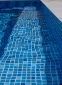 AFTANOON POOLSIDE