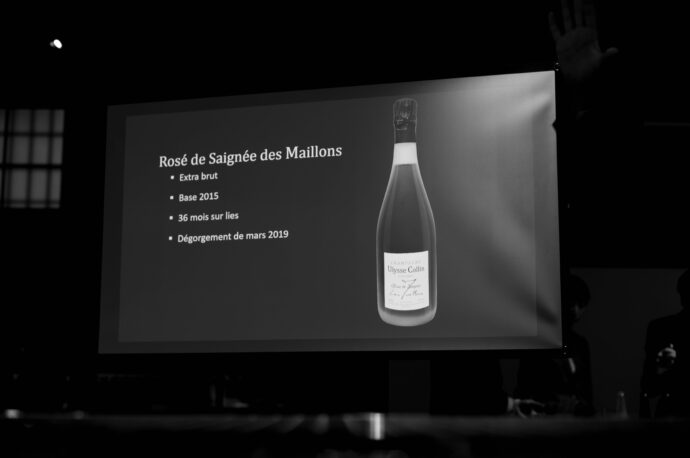 CHAMPAGNE ULYSSE COLLIN CONGY MASTERCLASS KYOTO 2024 in RESTAURANT MOTOI シャンパーニュ ユリスコラン マスタークラス 京都 2024
CHAMPAGNE CHAMPAGNE ULYSSE COLLIN (シャンパーニュ ユリス コラン)LES PIERRIERES(レ ピエリエール) BLANC DE BLANC(ブラン ド ブラン)CHAMPAGNE ULYSSE COLLIN (シャンパーニュ ユリス コラン)LES MAILLONS(レ マイヨン) BLANC DE NOIR(ブランド ノワール)法律を学ぶ学生時代にワインの造へと進もうと決めたオリヴィエ・コランは大手メゾンに貸与されていた家系に代々受け継がれた畑をとり戻し、2004年に自社での醸造を始めた。ワイナリーはコトー・デュ・プティ・モランのコジィ村にあり、村周辺とコトー・ド・セザンヌに8.7haの畑を所有するが、すべてワインを単一区画でリリースすることはこの生産者の大きな特徴だ。シャンパーニュの生産を始めて20年で、オリヴィエは大手メゾンへのブドウの供給源としかみなされてこなかった両地域の名をシャンパーニュ市場へと知らしめた。聡明快活なオリヴィエは注意深くは畑を観察し、思想に囚われず栽培手法を採用する。醸造面では長期熟成するシャンパーニュを目指す中で、リザーヴ・ワインの比率を高め、リザーヴ・ワインへの捕酒を行い、瓶内熟成の期間を長くすることが重要だとの結論に至る。例えば2016年ベースのレ・ザンフェールはセラーでの熟成期間が48ヶ月と60ヶ月と2回に分けて出荷。少しずつ販売を延ばしており、デコルジュマンを待つボトルは2023年現在30万本を超える。
(株)富屋酒店 かぶしきがいしゃ とみやさけてん カブシキガイシャ トミヤサケテン TOMIYA SAKETEN 愛知県名古屋市瑞穂区上坂町1-41-2 地酒屋 豊盃 HOUHAI ほうはい ホーハイ 三浦酒造 MIURASHUZO日高見 ひたかみ ヒタカミ HITAKAMI 平孝酒造 HIRAKOSHUZO 天の戸 アマノト あまのと AMANOTO 浅舞酒造 ASAMAISHUZO 飛露喜 HIROKISHUZOHONTEN 廣木酒造本店 HIROK 大那 DAINA ダイナ だいな 菊の里酒造 KIKUNOSATOSHUZO 旭興 KYOKUKO きょくこう キョクコウ 渡邉酒造 WATANABESHUZO 仙禽 SENKIN せんきん センキン(株)せんきん SENKIN鶴齢 カクレイ かくれい KAKUREI 青木酒造 AOKISHUZO謙信 ケンシン けんしん KENSHIN池田屋酒造 IKEDAYASHUZO 白岳仙 HAKUGAKUSEN ハクガクセン はくがくせん 安本酒造 YASUMOTOSHUZO 群馬泉 グンマイズミ ぐんまいずみ 島岡酒造 SHIMAOKASHUZO 喜久醉 きくよい キクヨイKIKUYOI 青島酒造 AOSHIMASHUZO 長珍 ちょうちん チョウチン長珍酒造CHOCHINSHUZO みねたからみりん 峯寳 味醂 一子相伝 ミネタカラ いっしそうでん イッシソウデン 小笠原味醂 OGASAWARA MIRIN
瀧自慢 たきじまん タキジマン 瀧自慢酒造 TAKIZIMANSHUZO 田光 TABIKA 早川酒造 HAYAKAWASHUZO 作 ZAKU ざく ザク 清水清三郎商店 SHIMIZUSEIZABUROSHOTEN 篠峯 櫛羅 しのみね シノミネ くじら クジラ 千代酒造 CHIYOSHUZO 雑賀 さいか サイカ 九重雑賀 KOKONOESAIKA 紀土 鶴梅 無量山 きっど キッド KID ツルウメ つるうめ TURUUME ムリョウザン むりょうざん MURYOZAN 平和酒造 HEIWASHUZO 蒼空 そうくう ソウクウ SÔKÛ 藤岡酒造 HUJIOKASHUZO 宝剣 HOUKEN 宝剣酒造 ほうけんしゅぞう ホウケンシュゾウ HOKENSHUZO 清酒竹鶴 小笹屋竹鶴 せいしゅたけつる セイシュタケツル おささやたけつる オササヤタケツル 竹鶴酒造 TAKETURUSHUZO
石鎚 いしづち イシヅチ 石鎚酒造 ISHIDUCHISHUZO 土佐しらぎく とさしらぎく トサシラギク 仙頭酒造場 せんとうしゅぞうじょう SENDOSHUZOZYO アルガブランカ ARUGABURANKA勝沼醸造 KATUNUMAJÔZÔ ドメーヌソガ ソガ・ペール・エ・フィス SOGA PELE ET FIS オブセワイナリー OBUSEWINERY ドメーヌタカヒコ DOMAINE TAKAHIKO クリサワブラン KURISAWA BLANC ナカザワワイナリー NAKAZAWA WINERY さつま寿 SATUMA KOTOBUKI 尾込商店 OGOME SHOTEN 蔵の師魂 KURANOSHIKON 小正醸造 KOMASA JÔZÔ 天狗櫻 TENGUSAKURA 白石酒蔵 SHIRAISHISHUZO しま千両 SHIMASENRYO 高崎酒蔵 TAKASAKISHUZO 杜氏潤平 TOJIJUNPEI 小玉醸造 KODAMAJOZO 赤鹿毛 青鹿毛 AKAKAGE AOKAGE 柳田酒蔵 YANAGIDASHUZO 舞香 MAIKA 泰明 TAIMEI 藤居醸造 HUZIIJÔZÔ 池の露 特酎天草 IKENOTUYU TOKUCHU AMAKUSA 壱乃醸 飛乃流 朝日 ICHINOJO HINORYU ASAHI 朝日酒造 ASAHISHUZO 龍宮 RYUGU 富田酒造場 TOMITASHUZOJO 鳥飼 TORIKAI 鳥飼酒造 TORIKAISHUZO 極楽 GOIKURAKU 林酒造場 HAYASHISHUZOJO 屋久の島大自然林 酔麦香 YAKUNOSHIMA DAISHIZENRIN SUIBASKUKA 本坊酒造 HONBOSHUZO
金峰 金峰荒蘆過 KINPO KINPOARAROKA 宇都酒造 UTOSHUZO 北谷長老 CHYATANCHÔRÔ 北谷酒造 CHYATANSHUZO 山原くいな YAMBARUKUINA やんばる酒造 YAMBARUSHUZO 2024年春オープン予定 いいねタウン瑞穂 iiNE マルシェ内 グランクレア瑞穂 いいねタウン瑞穂 愛知県名古屋市瑞穂区宝田町四丁目2番、3番2 春敲町三丁目23番1(地番) 魚太郎 UOTARO MIZUHO うおたろう ウオタロウ なごやみずほてん ナゴヤミズホテン 名古屋瑞穂店 車で1分 徒歩5分 丸明 瑞穂店 MARUAKI MIZUHO マルアキ ミズホテン まるあき みずほてん 徒歩10分 車3分 焼肉 美奈登 ヤキニクミナト やきにくみなと YAKINIKU MINATO 車で2分 徒歩10分 どての品川 DOTENO SHINAGAWA ドテノシナガワ どてのしながわ 車で30秒 徒歩1分昇福亭 SHOHUKUTEI しょうふくてい ショウフクテイ 街中華 マニア 大盛り 個性派 車で5分 徒歩15分 名店 近くにたくさんあり 堀田バンザイ 牛巻バンザイ 名古屋のへそ