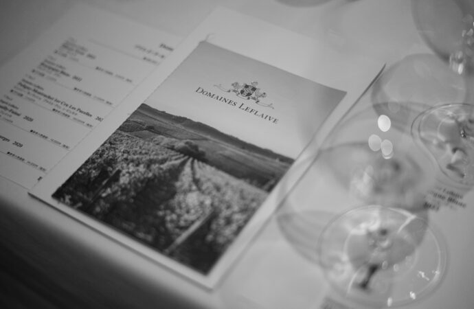 DOMAINE LEFLAIVE SEMINAR 2025 in HOTEL HANKYU INTERNATIONAL ドメーヌ ルフレーヴ ブリス・ド・ラ・モランディエール氏 来日セミナー イン ホテル東急 インターナショナル どめーぬ るふれーヴ ぶりす・ど・ら・もらんでぃえーる らいにちせみなー ほてる とうきゅう いんたーなしょなる 大阪府大阪市北区茶屋町19番19号 (株)富屋酒店 かぶしきがいしゃ とみやさけてん カブシキガイシャ トミヤサケテン TOMIYA SAKETEN 愛知県名古屋市瑞穂区上坂町1-41-2 地酒屋 豊盃 HOUHAI ほうはい ホーハイ 三浦酒造 MIURASHUZO日高見 ひたかみ ヒタカミ HITAKAMI 平孝酒造 HIRAKOSHUZO 天の戸 アマノト あまのと AMANOTO 浅舞酒造ASAMAISHUZO 飛露喜 HIROKISHUZOHONTEN 廣木酒造本店 HIROK 大那 DAINA ダイナ だいな 菊の里酒造 KIKUNOSATOSHUZO 旭興 KYOKUKO きょくこう キョクコウ 渡邉酒造 WATANABESHUZO 仙禽 SENKIN せんきん センキン(株)せんきん SENKIN鶴齢 カクレイ かくれい KAKUREI 青木酒造 AOKISHUZO謙信 ケンシン けんしん KENSHIN池田屋酒造 IKEDAYASHUZO 白岳仙 HAKUGAKUSEN ハクガクセン はくがくせん 安本酒造 YASUMOTOSHUZO 群馬泉 グンマイズミ ぐんまいずみ 島岡酒造 SHIMAOKASHUZO 喜久醉 きくよい キクヨイKIKUYOI 青島酒造 AOSHIMASHUZO 長珍 ちょうちん チョウチン長珍酒造CHOCHINSHUZO みねたからみりん 峯寳 味醂 一子相伝 ミネタカラ いっしそうでん イッシソウデン 小笠原味醂 OGASAWARA MIRIN
瀧自慢 たきじまん タキジマン 瀧自慢酒造 TAKIZIMANSHUZO 田光 TABIKA 早川酒造 HAYAKAWASHUZO 作 ZAKU ざく ザク 清水清三郎商店 SHIMIZUSEIZABUROSHOTEN 篠峯 櫛羅 しのみね シノミネ くじら クジラ 千代酒造 CHIYOSHUZO 雑賀 さいか サイカ 九重雑賀 KOKONOESAIKA 紀土 鶴梅 無量山 きっど キッド KID ツルウメ つるうめ TURUUME ムリョウザン むりょうざん MURYOZAN 平和酒造 HEIWASHUZO 蒼空 そうくう ソウクウ SÔKÛ 藤岡酒造 HUJIOKASHUZO 宝剣 HOUKEN 宝剣酒造 ほうけんしゅぞう ホウケンシュゾウ HOKENSHUZO 清酒竹鶴 小笹屋竹鶴 せいしゅたけつる セイシュタケツル おささやたけつる オササヤタケツル 竹鶴酒造 TAKETURUSHUZO
石鎚 いしづち イシヅチ 石鎚酒造 ISHIDUCHISHUZO 土佐しらぎく とさしらぎく トサシラギク 仙頭酒造場 せんとうしゅぞうじょう SENDOSHUZOZYO
ブルゴーニュワイン BOURGOGNE ボルドーワイン BORDEAUXカリフォルニアワイン CALIFORNIA シャンパーニュ SHAMPAGNEアルザスワイン ALSACE ドイツワイン WEIN GERMAN WINE 専門店 ライカM11 ズミルックス50 レンズ 代表 上田豊二 きき酒師 焼酎アドバイザー シャンパーニュシュヴァリエ 堀田駅より徒歩10分 熱田神宮駅より徒歩10分
市バス 牛巻より徒歩3分 地下鉄堀田駅より徒歩15分 名古屋高速堀田出口より車で2分 牛巻交差点より徒歩5分 レトロ街並み 瓦屋根 裏道 大通りより二本入る CLASSIC CARクラッシックカー CLASSIC BIKE クラッシックバイク INTERIA インテリア FASHION ファッション MUSIC 音楽 LOVE SAKE SHOP 酒屋
センス クリエイト おたく MANIAマニア MOVIE 映画 CINEMA シネマ 2024年春オープン予定 いいねタウン瑞穂 iiNE マルシェ内 グランクレア瑞穂 いいねタウン瑞穂 愛知県名古屋市瑞穂区宝田町四丁目2番、3番2 春敲町三丁目23番1(地番) 魚太郎 UOTARO MIZUHO うおたろう ウオタロウ なごやみずほてん ナゴヤミズホテン 名古屋瑞穂店 車で1分 徒歩5分 丸明 瑞穂店 MARUAKI MIZUHO マルアキ ミズホテン まるあき みずほてん 徒歩10分 車3分 焼肉 美奈登 ヤキニクミナト やきにくみなと YAKINIKU MINATO 車で2分 徒歩10分 どての品川 DOTENO SHINAGAWA ドテノシナガワ どてのしながわ 車で30秒 徒歩1分昇福亭 SHOHUKUTEI しょうふくてい ショウフクテイ 街中華 マニア 大盛り 個性派 車で5分 徒歩15分 名店 近くにたくさんあり 堀田バンザイ 牛巻バンザイ 名古屋のへそ