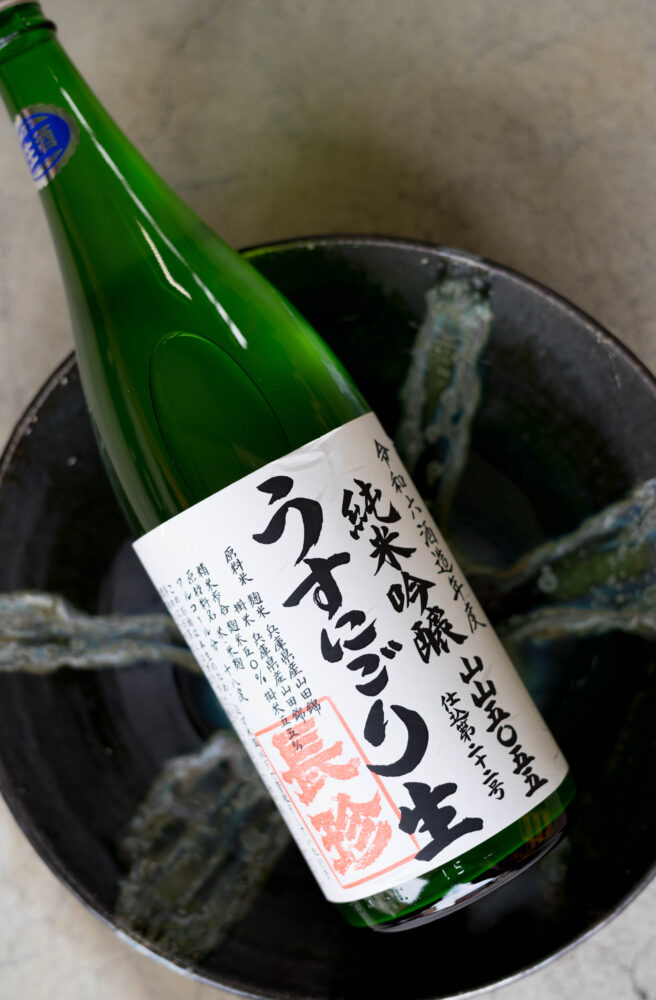 HIROKO WATANABE×CHOCHIN×TOMIYASAKETEN 「渡部 裕子(わたなべ ひろこ)」×「長珍(ちょうちん)」×「富屋酒店 名古屋 (とみやさけてん なごや)」 <PETIT PRESENT MARKET> in< ESCA> (プチ プレゼント マーケット) in (エスカ) 2023 12・29~2024 1.8 開催のお知らせ
2023年12月29日~2024年1月8日の期間
(1月1日は定休日 各日10:00~20:00開催)
名古屋駅太閤通り口地下街「エスカ センター ・光の広場」において
「プチ プレゼント マーケット」開催において「渡部 裕子」×「富屋酒店」と題し
渡部 裕子 ワタナベ ヒロコ 書家 書道家 hiroko wartanabe official web site 名古屋市在住 アーティスト ライブパフォーマンス 金シャチ横丁 文字 立体書インスタレーション ミッドランドスクエア周年ロゴ ヤマサちくわ 商品ロゴ ホテルウイングインターナショナル 京都四条烏丸 The TOWER Ryotel NAGOYA
客室内作品 舞台衣装美術 ライブパフォーマンス
当店の看板的存在 そして愛知の純米酒の代表のひとつといえる存在
愛知 津島の長珍酒造さん「純米酒シリーズ」と
愛知を代表する梅酒のひとつ白老酒造さんの「白老梅」をカップに特別に詰めていただき
渡部さんが直に書くオリジナルラベルの作品を日本で唯一
期間限定の限定数量販売ブースを出展させていただきます
さらに 1月7日と1月8日の二日間限定にて<書道家 渡邊 裕子さんによる「長珍ラベル 直書き企画」>を実施
渡部さんの力強く凛とした空気感の中に楽しさ漲るライブの瞬間を味わいながら その作品を手に入れることが出来る超絶贅沢な企画です
(10:00~16:00 開催)
さらに当日二日間は特別に蔵元より直送した「斗瓶取り(通常では飲めない鑑評会出品酒を詰める伝統の18Lの瓶)」の作品を当社 社長よりの「量り売り販売」を実施
その場で味わえるスペシャル企画も行います
(限定数量ですので完売の際はご了承ください)
年末年始を最高に盛り上げるSpecial Special Special 企画
是非 <エスカ>にお越しくださいませ
エスカ地下街 名古屋駅新幹線口 愛知県名古屋市中村区椿町6-9先 人気店多数 名古屋めし 観光
長珍 CHOCHIN しんぶんし 山廃純米 YAMAHAI 【7-70】無濾過生原酒 2023
長珍酒造 ちょうちんしゅぞう チョウチンシュゾウ チョーチン CHYOCHIN
BRUWERY 代表取締役兼杜氏 桑山雅行 クワヤママサユキ くわやままさゆき
KUWAYAMA MASAYUKI 桑山会 KUWAYAMAKAI クワヤマカイ くわやまかい しんぶんし 備前雄町 阿波山田 レッド 純米 純米吟醸 R2BY R4BY 熟成 お燗 ワイングラス かたくち 片口 マリアージュ 温度変化
立体的 日本酒の可能性 ステキ 唯一無二 絶対的信頼関係 名古屋特約店
(株)富屋酒店 愛知県名古屋市瑞穂区上坂町1-41-2 地酒屋 専門店 ライカM11 ズミルックス50 レンズ 代表 上田豊二 きき酒師 焼酎アドバイザー
シャンパーニュシュヴァリエ 堀田駅 熱田神宮駅
名古屋高速 堀田出口すぐ 牛巻交差点すぐ レトロ街並み 瓦屋根
クラッシックカー クラッシックバイク インテリア ファッション 音楽
センス クリエイト おたく マニア 映画 シネマ 骨格の太さとしなやかでまろやかな味わいが長珍スタイル。「長珍 CHOCHIN 純米吟醸 <ひやおろし HIYAOROSHI> 2023」
山田錦の豊かなボリュームとキレ感のバランスが唯一無二。「長珍 CHOCHIN 純米吟醸 <ひやおろし原酒 HIYAOROSHI> 2023」桑山流純米の味わい 温度変化の立体感を存分に楽しむ「長珍 CHOCHIN <純米生詰60 富山五百万石 TOYAMA GOHYAKUMANGOKU> 2023」八反錦のポテンシャルを存分に引き出した名作 「長珍 CHOCHIN しんぶんし 純米吟醸【50】 <八反錦 HATTANNISHIKI> 無濾過生原酒 2023」
(株)富屋酒店 かぶしきがいしゃ とみやさけてん カブシキガイシャ トミヤサケテン TOMIYA SAKETEN 愛知県名古屋市瑞穂区上坂町1-41-2 地酒屋 豊盃 HOUHAI ほうはい ホーハイ 三浦酒造 MIURASHUZO日高見 ひたかみ ヒタカミ HITAKAMI 平孝酒造 HIRAKOSHUZO 天の戸 アマノト あまのと AMANOTO 浅舞酒造 ASAMAISHUZO 飛露喜 HIROKISHUZOHONTEN 廣木酒造本店 HIROK 大那 DAINA ダイナ だいな 菊の里酒造 KIKUNOSATOSHUZO 旭興 KYOKUKO きょくこう キョクコウ 渡邉酒造 WATANABESHUZO 仙禽 SENKIN せんきん センキン(株)せんきん SENKIN鶴齢 カクレイ かくれい KAKUREI 青木酒造 AOKISHUZO謙信 ケンシン けんしん KENSHIN池田屋酒造 IKEDAYASHUZO 白岳仙 HAKUGAKUSEN ハクガクセン はくがくせん 安本酒造 YASUMOTOSHUZO 群馬泉 グンマイズミ ぐんまいずみ 島岡酒造 SHIMAOKASHUZO 喜久醉 きくよい キクヨイKIKUYOI 青島酒造 AOSHIMASHUZO 長珍 ちょうちん チョウチン長珍酒造CHOCHINSHUZO みねたからみりん 峯寳 味醂 一子相伝 ミネタカラ いっしそうでん イッシソウデン 小笠原味醂 OGASAWARA MIRIN
瀧自慢 たきじまん タキジマン 瀧自慢酒造 TAKIZIMANSHUZO 田光 TABIKA 早川酒造 HAYAKAWASHUZO 作 ZAKU ざく ザク 清水清三郎商店 SHIMIZUSEIZABUROSHOTEN 篠峯 櫛羅 しのみね シノミネ くじら クジラ 千代酒造 CHIYOSHUZO 雑賀 さいか サイカ 九重雑賀 KOKONOESAIKA 紀土 鶴梅 無量山 きっど キッド KID ツルウメ つるうめ TURUUME ムリョウザン むりょうざん MURYOZAN 平和酒造 HEIWASHUZO 蒼空 そうくう ソウクウ SÔKÛ 藤岡酒造 HUJIOKASHUZO 宝剣 HOUKEN 宝剣酒造 ほうけんしゅぞう ホウケンシュゾウ HOKENSHUZO 清酒竹鶴 小笹屋竹鶴 せいしゅたけつる セイシュタケツル おささやたけつる オササヤタケツル 竹鶴酒造 TAKETURUSHUZO
石鎚 いしづち イシヅチ 石鎚酒造 ISHIDUCHISHUZO 土佐しらぎく とさしらぎく トサシラギク 仙頭酒造場 せんとうしゅぞうじょう SENDOSHUZOZYOしんぶんしシリーズ今季最後の集大成 この感動の味わいを皆様に 「長珍 CHOCHIN しんぶんし 純米吟醸 <生生熟成5055 RAW RIPENING> 無濾過生酒 2023」
ブルゴーニュワイン BOURGOGNE ボルドーワイン BORDEAUXカリフォルニアワイン CALIFORNIA シャンパーニュ SHAMPAGNEアルザスワイン ALSACE ドイツワイン WEIN GERMAN WINE 専門店 ライカM11 ズミルックス50 レンズ 代表 上田豊二 きき酒師 焼酎アドバイザー シャンパーニュシュヴァリエ 堀田駅より徒歩10分 熱田神宮駅より徒歩10分
市バス 牛巻より徒歩3分 地下鉄堀田駅より徒歩15分 名古屋高速堀田出口より車で2分 牛巻交差点より徒歩5分 レトロ街並み 瓦屋根 裏道 大通りより二本入る CLASSIC CARクラッシックカー CLASSIC BIKE クラッシックバイク INTERIA インテリア FASHION ファッション MUSIC 音楽 LOVE SAKE SHOP 酒屋
センス クリエイト おたく MANIAマニア MOVIE 映画 CINEMA シネマ 2024年春オープン予定 いいねタウン瑞穂 iiNE マルシェ内 グランクレア瑞穂 いいねタウン瑞穂 愛知県名古屋市瑞穂区宝田町四丁目2番、3番2 春敲町三丁目23番1(地番) 魚太郎 UOTARO MIZUHO うおたろう ウオタロウ なごやみずほてん ナゴヤミズホテン 名古屋瑞穂店 車で1分 徒歩5分 丸明 瑞穂店 MARUAKI MIZUHO マルアキ ミズホテン まるあき みずほてん 徒歩10分 車3分 焼肉 美奈登 ヤキニクミナト やきにくみなと YAKINIKU MINATO 車で2分 徒歩10分 どての品川 DOTENO SHINAGAWA ドテノシナガワ どてのしながわ 車で30秒 徒歩1分昇福亭 SHOHUKUTEI しょうふくてい ショウフクテイ 街中華 マニア 大盛り 個性派 車で5分 徒歩15分 名店 近くにたくさんあり 堀田バンザイ 牛巻バンザイ 名古屋のへそ
お米を炊いたように味わいを表現した愛知の純米酒の名作 「長珍 CHOCHIN 純米 <阿波山田65 AWAYAMADA> 無濾過生詰 2023」しんぶんしシリーズ今季最後の集大成 この感動の味わいを皆様に 「長珍 CHOCHIN しんぶんし 純米吟醸 <生生熟成5055 RAW RIPENING> 無濾過生酒 2023」フレッシュさの中に漲る力強く品格溢れる生命力を その味わいから感じる「長珍 CHOCHIN <純米八反錦 HATTANNISHIKI> ささにごり生酒 R5BY」雄町の力強さと骨格が解けていく様を時間軸で楽しむ 「長珍 CHOCHIN 純米しんぶんし <備前雄町【7-65】 BIZENOMACHI> 無濾過生原酒 R5BY」