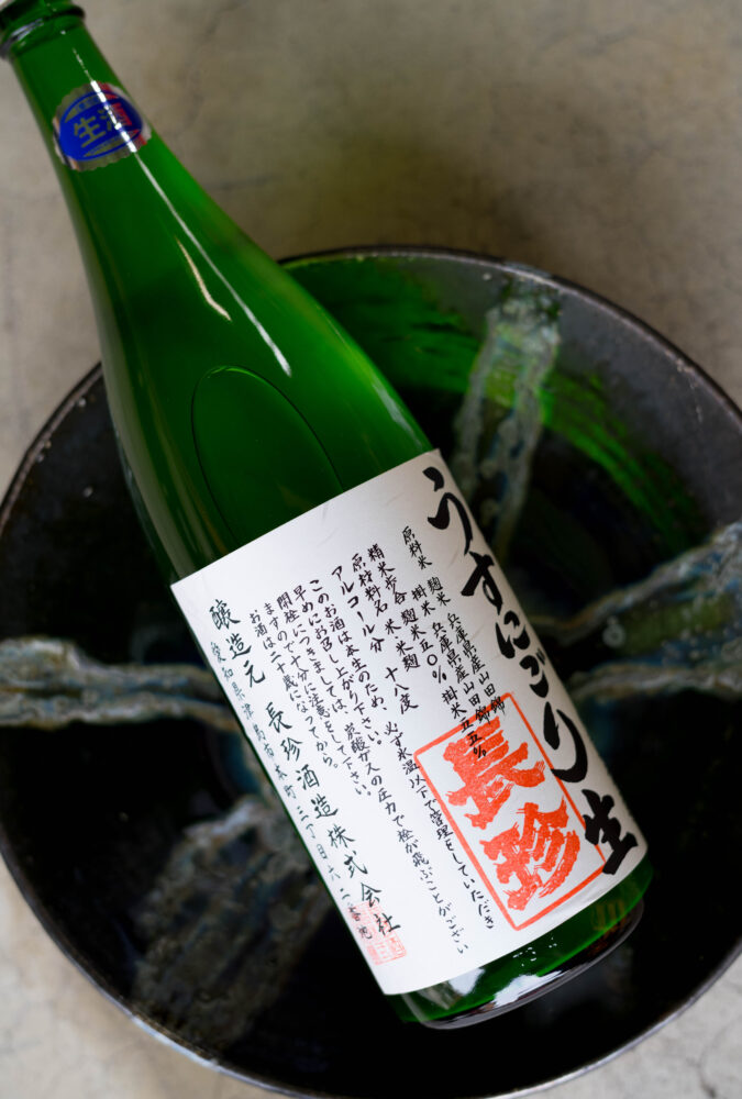 HIROKO WATANABE×CHOCHIN×TOMIYASAKETEN 「渡部 裕子(わたなべ ひろこ)」×「長珍(ちょうちん)」×「富屋酒店 名古屋 (とみやさけてん なごや)」 <PETIT PRESENT MARKET> in< ESCA> (プチ プレゼント マーケット) in (エスカ) 2023 12・29~2024 1.8 開催のお知らせ
2023年12月29日~2024年1月8日の期間
(1月1日は定休日 各日10:00~20:00開催)
名古屋駅太閤通り口地下街「エスカ センター ・光の広場」において
「プチ プレゼント マーケット」開催において「渡部 裕子」×「富屋酒店」と題し
渡部 裕子 ワタナベ ヒロコ 書家 書道家 hiroko wartanabe official web site 名古屋市在住 アーティスト ライブパフォーマンス 金シャチ横丁 文字 立体書インスタレーション ミッドランドスクエア周年ロゴ ヤマサちくわ 商品ロゴ ホテルウイングインターナショナル 京都四条烏丸 The TOWER Ryotel NAGOYA
客室内作品 舞台衣装美術 ライブパフォーマンス
当店の看板的存在 そして愛知の純米酒の代表のひとつといえる存在
愛知 津島の長珍酒造さん「純米酒シリーズ」と
愛知を代表する梅酒のひとつ白老酒造さんの「白老梅」をカップに特別に詰めていただき
渡部さんが直に書くオリジナルラベルの作品を日本で唯一
期間限定の限定数量販売ブースを出展させていただきます
さらに 1月7日と1月8日の二日間限定にて<書道家 渡邊 裕子さんによる「長珍ラベル 直書き企画」>を実施
渡部さんの力強く凛とした空気感の中に楽しさ漲るライブの瞬間を味わいながら その作品を手に入れることが出来る超絶贅沢な企画です
(10:00~16:00 開催)
さらに当日二日間は特別に蔵元より直送した「斗瓶取り(通常では飲めない鑑評会出品酒を詰める伝統の18Lの瓶)」の作品を当社 社長よりの「量り売り販売」を実施
その場で味わえるスペシャル企画も行います
(限定数量ですので完売の際はご了承ください)
年末年始を最高に盛り上げるSpecial Special Special 企画
是非 <エスカ>にお越しくださいませ
エスカ地下街 名古屋駅新幹線口 愛知県名古屋市中村区椿町6-9先 人気店多数 名古屋めし 観光
長珍 CHOCHIN しんぶんし 山廃純米 YAMAHAI 【7-70】無濾過生原酒 2023
長珍酒造 ちょうちんしゅぞう チョウチンシュゾウ チョーチン CHYOCHIN
BRUWERY 代表取締役兼杜氏 桑山雅行 クワヤママサユキ くわやままさゆき
KUWAYAMA MASAYUKI 桑山会 KUWAYAMAKAI クワヤマカイ くわやまかい しんぶんし 備前雄町 阿波山田 レッド 純米 純米吟醸 R2BY R4BY 熟成 お燗 ワイングラス かたくち 片口 マリアージュ 温度変化
立体的 日本酒の可能性 ステキ 唯一無二 絶対的信頼関係 名古屋特約店
(株)富屋酒店 愛知県名古屋市瑞穂区上坂町1-41-2 地酒屋 専門店 ライカM11 ズミルックス50 レンズ 代表 上田豊二 きき酒師 焼酎アドバイザー
シャンパーニュシュヴァリエ 堀田駅 熱田神宮駅
名古屋高速 堀田出口すぐ 牛巻交差点すぐ レトロ街並み 瓦屋根
クラッシックカー クラッシックバイク インテリア ファッション 音楽
センス クリエイト おたく マニア 映画 シネマ 骨格の太さとしなやかでまろやかな味わいが長珍スタイル。「長珍 CHOCHIN 純米吟醸 <ひやおろし HIYAOROSHI> 2023」
山田錦の豊かなボリュームとキレ感のバランスが唯一無二。「長珍 CHOCHIN 純米吟醸 <ひやおろし原酒 HIYAOROSHI> 2023」桑山流純米の味わい 温度変化の立体感を存分に楽しむ「長珍 CHOCHIN <純米生詰60 富山五百万石 TOYAMA GOHYAKUMANGOKU> 2023」八反錦のポテンシャルを存分に引き出した名作 「長珍 CHOCHIN しんぶんし 純米吟醸【50】 <八反錦 HATTANNISHIKI> 無濾過生原酒 2023」
(株)富屋酒店 かぶしきがいしゃ とみやさけてん カブシキガイシャ トミヤサケテン TOMIYA SAKETEN 愛知県名古屋市瑞穂区上坂町1-41-2 地酒屋 豊盃 HOUHAI ほうはい ホーハイ 三浦酒造 MIURASHUZO日高見 ひたかみ ヒタカミ HITAKAMI 平孝酒造 HIRAKOSHUZO 天の戸 アマノト あまのと AMANOTO 浅舞酒造 ASAMAISHUZO 飛露喜 HIROKISHUZOHONTEN 廣木酒造本店 HIROK 大那 DAINA ダイナ だいな 菊の里酒造 KIKUNOSATOSHUZO 旭興 KYOKUKO きょくこう キョクコウ 渡邉酒造 WATANABESHUZO 仙禽 SENKIN せんきん センキン(株)せんきん SENKIN鶴齢 カクレイ かくれい KAKUREI 青木酒造 AOKISHUZO謙信 ケンシン けんしん KENSHIN池田屋酒造 IKEDAYASHUZO 白岳仙 HAKUGAKUSEN ハクガクセン はくがくせん 安本酒造 YASUMOTOSHUZO 群馬泉 グンマイズミ ぐんまいずみ 島岡酒造 SHIMAOKASHUZO 喜久醉 きくよい キクヨイKIKUYOI 青島酒造 AOSHIMASHUZO 長珍 ちょうちん チョウチン長珍酒造CHOCHINSHUZO みねたからみりん 峯寳 味醂 一子相伝 ミネタカラ いっしそうでん イッシソウデン 小笠原味醂 OGASAWARA MIRIN
瀧自慢 たきじまん タキジマン 瀧自慢酒造 TAKIZIMANSHUZO 田光 TABIKA 早川酒造 HAYAKAWASHUZO 作 ZAKU ざく ザク 清水清三郎商店 SHIMIZUSEIZABUROSHOTEN 篠峯 櫛羅 しのみね シノミネ くじら クジラ 千代酒造 CHIYOSHUZO 雑賀 さいか サイカ 九重雑賀 KOKONOESAIKA 紀土 鶴梅 無量山 きっど キッド KID ツルウメ つるうめ TURUUME ムリョウザン むりょうざん MURYOZAN 平和酒造 HEIWASHUZO 蒼空 そうくう ソウクウ SÔKÛ 藤岡酒造 HUJIOKASHUZO 宝剣 HOUKEN 宝剣酒造 ほうけんしゅぞう ホウケンシュゾウ HOKENSHUZO 清酒竹鶴 小笹屋竹鶴 せいしゅたけつる セイシュタケツル おささやたけつる オササヤタケツル 竹鶴酒造 TAKETURUSHUZO
石鎚 いしづち イシヅチ 石鎚酒造 ISHIDUCHISHUZO 土佐しらぎく とさしらぎく トサシラギク 仙頭酒造場 せんとうしゅぞうじょう SENDOSHUZOZYOしんぶんしシリーズ今季最後の集大成 この感動の味わいを皆様に 「長珍 CHOCHIN しんぶんし 純米吟醸 <生生熟成5055 RAW RIPENING> 無濾過生酒 2023」
ブルゴーニュワイン BOURGOGNE ボルドーワイン BORDEAUXカリフォルニアワイン CALIFORNIA シャンパーニュ SHAMPAGNEアルザスワイン ALSACE ドイツワイン WEIN GERMAN WINE 専門店 ライカM11 ズミルックス50 レンズ 代表 上田豊二 きき酒師 焼酎アドバイザー シャンパーニュシュヴァリエ 堀田駅より徒歩10分 熱田神宮駅より徒歩10分
市バス 牛巻より徒歩3分 地下鉄堀田駅より徒歩15分 名古屋高速堀田出口より車で2分 牛巻交差点より徒歩5分 レトロ街並み 瓦屋根 裏道 大通りより二本入る CLASSIC CARクラッシックカー CLASSIC BIKE クラッシックバイク INTERIA インテリア FASHION ファッション MUSIC 音楽 LOVE SAKE SHOP 酒屋
センス クリエイト おたく MANIAマニア MOVIE 映画 CINEMA シネマ 2024年春オープン予定 いいねタウン瑞穂 iiNE マルシェ内 グランクレア瑞穂 いいねタウン瑞穂 愛知県名古屋市瑞穂区宝田町四丁目2番、3番2 春敲町三丁目23番1(地番) 魚太郎 UOTARO MIZUHO うおたろう ウオタロウ なごやみずほてん ナゴヤミズホテン 名古屋瑞穂店 車で1分 徒歩5分 丸明 瑞穂店 MARUAKI MIZUHO マルアキ ミズホテン まるあき みずほてん 徒歩10分 車3分 焼肉 美奈登 ヤキニクミナト やきにくみなと YAKINIKU MINATO 車で2分 徒歩10分 どての品川 DOTENO SHINAGAWA ドテノシナガワ どてのしながわ 車で30秒 徒歩1分昇福亭 SHOHUKUTEI しょうふくてい ショウフクテイ 街中華 マニア 大盛り 個性派 車で5分 徒歩15分 名店 近くにたくさんあり 堀田バンザイ 牛巻バンザイ 名古屋のへそ
お米を炊いたように味わいを表現した愛知の純米酒の名作 「長珍 CHOCHIN 純米 <阿波山田65 AWAYAMADA> 無濾過生詰 2023」しんぶんしシリーズ今季最後の集大成 この感動の味わいを皆様に 「長珍 CHOCHIN しんぶんし 純米吟醸 <生生熟成5055 RAW RIPENING> 無濾過生酒 2023」フレッシュさの中に漲る力強く品格溢れる生命力を その味わいから感じる「長珍 CHOCHIN <純米八反錦 HATTANNISHIKI> ささにごり生酒 R5BY」雄町の力強さと骨格が解けていく様を時間軸で楽しむ 「長珍 CHOCHIN 純米しんぶんし <備前雄町【7-65】 BIZENOMACHI> 無濾過生原酒 R5BY」