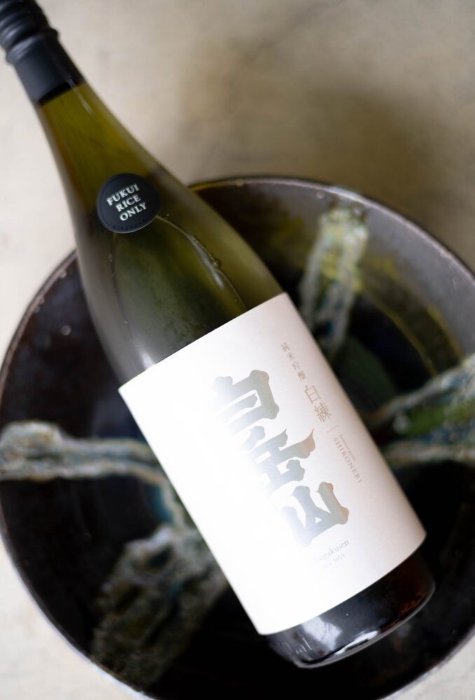 白岳仙　安本酒造有限会社　福井県福井市安原町7ノ4　HAKUGAKUSENN　
ハクガクセン　はくがくせん　嘉永六年創業　純米吟醸　荒走　ARABASHIRI　
荒走り　アラバシリ　あらばしり　新酒　搾立　SHIBORITATE　極走
雫　SHIZUKU　シズク　しずく　路考　ROKOU　濡烏　NUREKARASU
　レア　希少　60本のみの生産　富屋SPECIAL
純米大吟醸　クロガネ　黒鉄の雫取り　富屋酒店発案　全国3件のみの取り扱い
ゴクバシリ　ごくばしり　GOKUBASHIRI　無濾過生原酒　アルコール度数15度
HGS-02　HGS-01　自社酵母　福井県大野産　五百万石　吟のさと　酒造好適米
シボリタテ　しぼりたて　ピチピチ　離　HANARE　はなれ　ハナレ
黒鉄　KUROGANE　クロガネ　くろがね　真紅　SHINKU　シンク　しんく
白練　SHIRONERI　シロネリ　しろねり　路考　ROKOU　ロコウ　ろこう
越前カニ　解禁日　11月8日　日本を誇るブランドかに　希少　限定　レア
登録有形文化財指定蔵　SINCE1853　安本岳史　蔵元　杜氏　手造り　拘り
白岳仙専用ティスティンググラス495ｍｌ　スロバキア産　専用コースター
名古屋　唯一特約店　トミヤオリジナル　五百万石　福井県　契約栽培米
KURA MASTER 2023 GOLD MEDAL初エントリー初受賞作品。ストレートに抜ける品格と美しき質感が心に沁みる。「白岳仙　HAKUGAKUSEN　純米吟醸　＜冷卸　HIYAOROSHI＞　2023」＜吟のさと＞が表現する しなやかさと洗練させた味わいが魅力 「白岳仙   HAKUGAKUSEN   純米吟醸　＜秋上 AKIAGARI＞  2023」＜吟のさと＞が表現する しなやかさと洗練させた味わいが魅力 「白岳仙   HAKUGAKUSEN   純米吟醸　＜秋上 AKIAGARI＞   2023」福井が誇る最高ブランド「越前かに」の11月6日の解禁に合わせ 本日解禁  この落ち着き感と透明感  アラバシリの粋を越えたクオリティ 「白岳仙   HAKUGAKUSEN   純米吟醸   ＜荒走  ARABASHIRI＞  R5BY」
（株）富屋酒店 かぶしきがいしゃ とみやさけてん カブシキガイシャ　トミヤサケテン TOMIYA SAKETEN 　愛知県名古屋市瑞穂区上坂町1-41-2　地酒屋　豊盃　HOUHAI ほうはい　ホーハイ　三浦酒造  MIURASHUZO日高見　ひたかみ　ヒタカミ HITAKAMI  平孝酒造　HIRAKOSHUZO 天の戸 アマノト　あまのと　AMANOTO　浅舞酒造 ASAMAISHUZO　飛露喜 HIROKISHUZOHONTEN　廣木酒造本店　HIROK　大那 DAINA　ダイナ　だいな　菊の里酒造　KIKUNOSATOSHUZO　旭興　KYOKUKO　きょくこう　キョクコウ　渡邉酒造　WATANABESHUZO　仙禽 SENKIN　せんきん　センキン（株）せんきん SENKIN鶴齢　カクレイ　かくれい KAKUREI　青木酒造　AOKISHUZO謙信 ケンシン　けんしん KENSHIN池田屋酒造 IKEDAYASHUZO 白岳仙 HAKUGAKUSEN　ハクガクセン　はくがくせん　安本酒造 YASUMOTOSHUZO 群馬泉 グンマイズミ　ぐんまいずみ 島岡酒造 SHIMAOKASHUZO  喜久醉 きくよい キクヨイKIKUYOI 青島酒造 AOSHIMASHUZO 長珍 ちょうちん　チョウチン長珍酒造CHOCHINSHUZO　みねたからみりん　峯寳 味醂　一子相伝 ミネタカラ　いっしそうでん　イッシソウデン　小笠原味醂 OGASAWARA MIRIN

瀧自慢　たきじまん　タキジマン　瀧自慢酒造　TAKIZIMANSHUZO　田光　TABIKA 早川酒造  HAYAKAWASHUZO　作　ZAKU ざく ザク 清水清三郎商店 SHIMIZUSEIZABUROSHOTEN  篠峯　櫛羅　しのみね　シノミネ　くじら　クジラ　千代酒造　CHIYOSHUZO　雑賀　さいか　サイカ　九重雑賀  KOKONOESAIKA　紀土　鶴梅　無量山　きっど　キッド　KID 　ツルウメ　つるうめ　TURUUME　ムリョウザン　むりょうざん　MURYOZAN　平和酒造　HEIWASHUZO　蒼空　そうくう　ソウクウ　SÔKÛ　藤岡酒造　HUJIOKASHUZO 　宝剣　HOUKEN  宝剣酒造　ほうけんしゅぞう　ホウケンシュゾウ　HOKENSHUZO　清酒竹鶴　小笹屋竹鶴　せいしゅたけつる　セイシュタケツル　おささやたけつる　オササヤタケツル　竹鶴酒造　TAKETURUSHUZO
石鎚　いしづち　イシヅチ　石鎚酒造　ISHIDUCHISHUZO　土佐しらぎく　とさしらぎく　トサシラギク　仙頭酒造場　せんとうしゅぞうじょう　SENDOSHUZOZYO　アルガブランカ　ARUGABURANKA勝沼醸造　KATUNUMAJÔZÔ　ドメーヌソガ　ソガ・ペール・エ・フィス SOGA PELE ET FIS　オブセワイナリー　OBUSEWINERY　ドメーヌタカヒコ　DOMAINE TAKAHIKO　クリサワブラン　KURISAWA BLANC　ナカザワワイナリー　NAKAZAWA WINERY　さつま寿　SATUMA KOTOBUKI 　尾込商店 OGOME SHOTEN  蔵の師魂 KURANOSHIKON  小正醸造　KOMASA ＪÔＺÔ　天狗櫻 TENGUSAKURA  白石酒蔵　SHIRAISHISHUZO  しま千両 SHIMASENRYO　高崎酒蔵  TAKASAKISHUZO  杜氏潤平　TOJIJUNPEI  小玉醸造  KODAMAJOZO  赤鹿毛　青鹿毛  AKAKAGE   AOKAGE　柳田酒蔵  YANAGIDASHUZO　舞香　MAIKA　泰明　TAIMEI　藤居醸造　HUZIIJÔＺÔ　池の露　特酎天草　IKENOTUYU  TOKUCHU  AMAKUSA　壱乃醸　飛乃流　朝日　ICHINOJO  HINORYU　ASAHI　朝日酒造　ASAHISHUZO　龍宮　RYUGU 富田酒造場　TOMITASHUZOJO　鳥飼 TORIKAI　鳥飼酒造　TORIKAISHUZO　極楽 GOIKURAKU　林酒造場 HAYASHISHUZOJO　屋久の島大自然林　酔麦香　YAKUNOSHIMA DAISHIZENRIN SUIBASKUKA　本坊酒造　HONBOSHUZO
金峰　金峰荒蘆過  KINPO　KINPOARAROKA　宇都酒造　UTOSHUZO　北谷長老　CHYATANCHÔＲÔ　北谷酒造　CHYATANSHUZO　山原くいな　YAMBARUKUINA　やんばる酒造　YAMBARUSHUZO　2024年春オープン予定 いいねタウン瑞穂 iiNE マルシェ内　グランクレア瑞穂 いいねタウン瑞穂  愛知県名古屋市瑞穂区宝田町四丁目2番、3番2　春敲町三丁目23番1（地番） 魚太郎　UOTARO MIZUHO うおたろう　ウオタロウ　なごやみずほてん　ナゴヤミズホテン　 名古屋瑞穂店  車で1分　徒歩5分　丸明 瑞穂店  MARUAKI MIZUHO　マルアキ ミズホテン　まるあき みずほてん　 徒歩10分　車3分　焼肉 美奈登  ヤキニクミナト　やきにくみなと YAKINIKU MINATO 車で2分　徒歩10分  どての品川　DOTENO SHINAGAWA　ドテノシナガワ　どてのしながわ　車で30秒　徒歩1分昇福亭　SHOHUKUTEI しょうふくてい　ショウフクテイ 街中華　マニア　大盛り　個性派  車で5分　徒歩15分  名店 近くにたくさんあり　堀このシルキーさ そしてエアリーさ さらなるクオリティアップな作品  「白岳仙   HAKUGAKUSEN   純米大吟醸   ＜黒鉄  生酒  KUROGANE  UNFILTER＞  R5BY」田バンザイ　牛巻バンザイ　名古屋のへそ今期も改良を重ね さらなる領域の辛口純米を表現 「白岳仙   HAKUGAKUSEN  辛口純米  ＜真紅  SHINKU＞ 無濾過生酒  R5BY」品格と美しき桜のイメージを表現する極上の作品 「白岳仙  HAKUGAKUSEN   純米吟醸  ＜桜鼠  SAKURANEZU＞  R5BY＞」