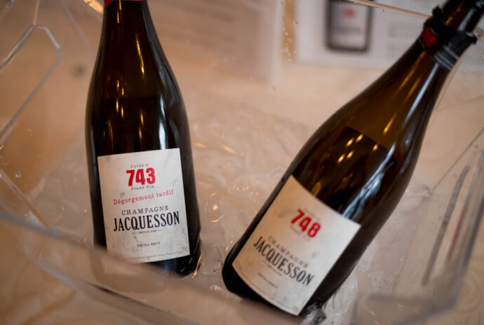 ヴァンパッション シィヤンパーニュ インデント試飲会  2025年5月28日（水） VAN PASSION The33 Tea＆Bar Terrace  大阪府大阪市北区梅田2-4-9 ブリーゼブリーゼ33階  ジャクソン JACQUESSON cuvee748 cuvvee743 Degorgement Tradif  エヴリ・ウーリエ Egly‐Ouriet 
（株）富屋酒店 かぶしきがいしゃ とみやさけてん カブシキガイシャ　トミヤサケテン TOMIYA SAKETEN 　愛知県名古屋市瑞穂区上坂町1-41-2　地酒屋　豊盃　HOUHAI ほうはい　ホーハイ　三浦酒造  MIURASHUZO日高見　ひたかみ　ヒタカミ HITAKAMI  平孝酒造　HIRAKOSHUZO 天の戸 アマノト　あまのと　AMANOTO　浅舞酒造ASAMAISHUZO　飛露喜 HIROKISHUZOHONTEN　廣木酒造本店　HIROK　大那 DAINA　ダイナ　だいな　菊の里酒造　KIKUNOSATOSHUZO　旭興　KYOKUKO　きょくこう　キョクコウ　渡邉酒造　WATANABESHUZO　仙禽 SENKIN　せんきん　センキン（株）せんきん SENKIN鶴齢　カクレイ　かくれい KAKUREI　青木酒造　AOKISHUZO謙信 ケンシン　けんしん KENSHIN池田屋酒造 IKEDAYASHUZO 白岳仙 HAKUGAKUSEN　ハクガクセン　はくがくせん　安本酒造 YASUMOTOSHUZO 群馬泉 グンマイズミ　ぐんまいずみ 島岡酒造 SHIMAOKASHUZO  喜久醉 きくよい キクヨイKIKUYOI 青島酒造 AOSHIMASHUZO 長珍 ちょうちん　チョウチン長珍酒造CHOCHINSHUZO　みねたからみりん　峯寳 味醂　一子相伝 ミネタカラ　いっしそうでん　イッシソウデン　小笠原味醂 OGASAWARA MIRIN

瀧自慢　たきじまん　タキジマン　瀧自慢酒造　TAKIZIMANSHUZO　田光　TABIKA 早川酒造  HAYAKAWASHUZO　作　ZAKU ざく ザク 清水清三郎商店 SHIMIZUSEIZABUROSHOTEN  篠峯　櫛羅　しのみね　シノミネ　くじら　クジラ　千代酒造　CHIYOSHUZO　雑賀　さいか　サイカ　九重雑賀  KOKONOESAIKA　紀土　鶴梅　無量山　きっど　キッド　KID 　ツルウメ　つるうめ　TURUUME　ムリョウザン　むりょうざん　MURYOZAN　平和酒造　HEIWASHUZO　蒼空　そうくう　ソウクウ　SÔKÛ　藤岡酒造　HUJIOKASHUZO 　宝剣　HOUKEN  宝剣酒造　ほうけんしゅぞう　ホウケンシュゾウ　HOKENSHUZO　清酒竹鶴　小笹屋竹鶴　せいしゅたけつる　セイシュタケツル　おささやたけつる　オササヤタケツル　竹鶴酒造　TAKETURUSHUZO
石鎚　いしづち　イシヅチ　石鎚酒造　ISHIDUCHISHUZO　土佐しらぎく　とさしらぎく　トサシラギク　仙頭酒造場　せんとうしゅぞうじょう　SENDOSHUZOZYO
　
 ブルゴーニュワイン　BOURGOGNE  ボルドーワイン　BORDEAUXカリフォルニアワイン CALIFORNIA  シャンパーニュ  SHAMPAGNEアルザスワイン ALSACE ドイツワイン WEIN GERMAN WINE 専門店　ライカM11　ズミルックス50　レンズ　代表　上田豊二　　きき酒師　焼酎アドバイザー　シャンパーニュシュヴァリエ　堀田駅より徒歩10分　熱田神宮駅より徒歩10分
市バス　牛巻より徒歩３分　地下鉄堀田駅より徒歩１５分　名古屋高速堀田出口より車で２分　牛巻交差点より徒歩５分　レトロ街並み　瓦屋根　裏道　大通りより二本入る　CLASSIC CARクラッシックカー CLASSIC BIKE　クラッシックバイク INTERIA　インテリア　　FASHION　ファッション　MUSIC　音楽　LOVE　SAKE SHOP　酒屋
センス　クリエイト　おたく　　MANIAマニア MOVIE　映画　CINEMA シネマ　2024年春オープン予定 いいねタウン瑞穂 iiNE マルシェ内　グランクレア瑞穂 いいねタウン瑞穂  愛知県名古屋市瑞穂区宝田町四丁目2番、3番2　春敲町三丁目23番1（地番） 魚太郎　UOTARO MIZUHO うおたろう　ウオタロウ　なごやみずほてん　ナゴヤミズホテン　 名古屋瑞穂店  車で1分　徒歩5分　丸明 瑞穂店  MARUAKI MIZUHO　マルアキ ミズホテン　まるあき みずほてん　 徒歩10分　車3分　焼肉 美奈登  ヤキニクミナト　やきにくみなと YAKINIKU MINATO 車で2分　徒歩10分  どての品川　DOTENO SHINAGAWA　ドテノシナガワ　どてのしながわ　車で30秒　徒歩1分昇福亭　SHOHUKUTEI しょうふくてい　ショウフクテイ 街中華　マニア　大盛り　個性派  車で5分　徒歩15分  名店 近くにたくさんあり　堀田バンザイ　牛巻バンザイ　名古屋のへそ



