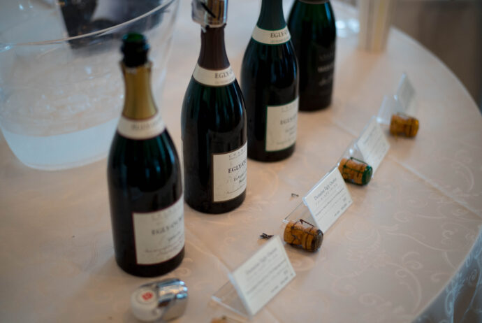 ヴァンパッション シィヤンパーニュ インデント試飲会  2025年5月28日（水） VAN PASSION The33 Tea＆Bar Terrace  大阪府大阪市北区梅田2-4-9 ブリーゼブリーゼ33階  ジャクソン JACQUESSON cuvee748 cuvvee743 Degorgement Tradif  エヴリ・ウーリエ Egly‐Ouriet 
（株）富屋酒店 かぶしきがいしゃ とみやさけてん カブシキガイシャ　トミヤサケテン TOMIYA SAKETEN 　愛知県名古屋市瑞穂区上坂町1-41-2　地酒屋　豊盃　HOUHAI ほうはい　ホーハイ　三浦酒造  MIURASHUZO日高見　ひたかみ　ヒタカミ HITAKAMI  平孝酒造　HIRAKOSHUZO 天の戸 アマノト　あまのと　AMANOTO　浅舞酒造ASAMAISHUZO　飛露喜 HIROKISHUZOHONTEN　廣木酒造本店　HIROK　大那 DAINA　ダイナ　だいな　菊の里酒造　KIKUNOSATOSHUZO　旭興　KYOKUKO　きょくこう　キョクコウ　渡邉酒造　WATANABESHUZO　仙禽 SENKIN　せんきん　センキン（株）せんきん SENKIN鶴齢　カクレイ　かくれい KAKUREI　青木酒造　AOKISHUZO謙信 ケンシン　けんしん KENSHIN池田屋酒造 IKEDAYASHUZO 白岳仙 HAKUGAKUSEN　ハクガクセン　はくがくせん　安本酒造 YASUMOTOSHUZO 群馬泉 グンマイズミ　ぐんまいずみ 島岡酒造 SHIMAOKASHUZO  喜久醉 きくよい キクヨイKIKUYOI 青島酒造 AOSHIMASHUZO 長珍 ちょうちん　チョウチン長珍酒造CHOCHINSHUZO　みねたからみりん　峯寳 味醂　一子相伝 ミネタカラ　いっしそうでん　イッシソウデン　小笠原味醂 OGASAWARA MIRIN

瀧自慢　たきじまん　タキジマン　瀧自慢酒造　TAKIZIMANSHUZO　田光　TABIKA 早川酒造  HAYAKAWASHUZO　作　ZAKU ざく ザク 清水清三郎商店 SHIMIZUSEIZABUROSHOTEN  篠峯　櫛羅　しのみね　シノミネ　くじら　クジラ　千代酒造　CHIYOSHUZO　雑賀　さいか　サイカ　九重雑賀  KOKONOESAIKA　紀土　鶴梅　無量山　きっど　キッド　KID 　ツルウメ　つるうめ　TURUUME　ムリョウザン　むりょうざん　MURYOZAN　平和酒造　HEIWASHUZO　蒼空　そうくう　ソウクウ　SÔKÛ　藤岡酒造　HUJIOKASHUZO 　宝剣　HOUKEN  宝剣酒造　ほうけんしゅぞう　ホウケンシュゾウ　HOKENSHUZO　清酒竹鶴　小笹屋竹鶴　せいしゅたけつる　セイシュタケツル　おささやたけつる　オササヤタケツル　竹鶴酒造　TAKETURUSHUZO
石鎚　いしづち　イシヅチ　石鎚酒造　ISHIDUCHISHUZO　土佐しらぎく　とさしらぎく　トサシラギク　仙頭酒造場　せんとうしゅぞうじょう　SENDOSHUZOZYO
　
 ブルゴーニュワイン　BOURGOGNE  ボルドーワイン　BORDEAUXカリフォルニアワイン CALIFORNIA  シャンパーニュ  SHAMPAGNEアルザスワイン ALSACE ドイツワイン WEIN GERMAN WINE 専門店　ライカM11　ズミルックス50　レンズ　代表　上田豊二　　きき酒師　焼酎アドバイザー　シャンパーニュシュヴァリエ　堀田駅より徒歩10分　熱田神宮駅より徒歩10分
市バス　牛巻より徒歩３分　地下鉄堀田駅より徒歩１５分　名古屋高速堀田出口より車で２分　牛巻交差点より徒歩５分　レトロ街並み　瓦屋根　裏道　大通りより二本入る　CLASSIC CARクラッシックカー CLASSIC BIKE　クラッシックバイク INTERIA　インテリア　　FASHION　ファッション　MUSIC　音楽　LOVE　SAKE SHOP　酒屋
センス　クリエイト　おたく　　MANIAマニア MOVIE　映画　CINEMA シネマ　2024年春オープン予定 いいねタウン瑞穂 iiNE マルシェ内　グランクレア瑞穂 いいねタウン瑞穂  愛知県名古屋市瑞穂区宝田町四丁目2番、3番2　春敲町三丁目23番1（地番） 魚太郎　UOTARO MIZUHO うおたろう　ウオタロウ　なごやみずほてん　ナゴヤミズホテン　 名古屋瑞穂店  車で1分　徒歩5分　丸明 瑞穂店  MARUAKI MIZUHO　マルアキ ミズホテン　まるあき みずほてん　 徒歩10分　車3分　焼肉 美奈登  ヤキニクミナト　やきにくみなと YAKINIKU MINATO 車で2分　徒歩10分  どての品川　DOTENO SHINAGAWA　ドテノシナガワ　どてのしながわ　車で30秒　徒歩1分昇福亭　SHOHUKUTEI しょうふくてい　ショウフクテイ 街中華　マニア　大盛り　個性派  車で5分　徒歩15分  名店 近くにたくさんあり　堀田バンザイ　牛巻バンザイ　名古屋のへそ


