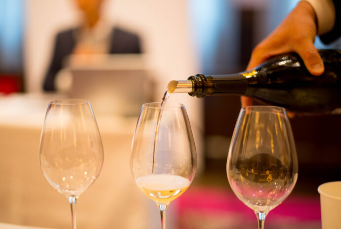 BOLLINGER MASTER SEMINR IN NAGOYA THE CONDER HOUSE ボレンジェ マスター セミナー ザ　コンダー ハウス  愛知県名古屋市中区錦2丁目20-25  2025年6月11日開催  PN VZ19 PN AYC18 LA COTE 
AUX ENFANTS 13  ラ・コート・オー・ザンファン  シャンーパニュ  
（株）富屋酒店 かぶしきがいしゃ とみやさけてん カブシキガイシャ　トミヤサケテン TOMIYA SAKETEN 　愛知県名古屋市瑞穂区上坂町1-41-2　地酒屋　豊盃　HOUHAI ほうはい　ホーハイ　三浦酒造  MIURASHUZO日高見　ひたかみ　ヒタカミ HITAKAMI  平孝酒造　HIRAKOSHUZO 天の戸 アマノト　あまのと　AMANOTO　浅舞酒造ASAMAISHUZO　飛露喜 HIROKISHUZOHONTEN　廣木酒造本店　HIROK　大那 DAINA　ダイナ　だいな　菊の里酒造　KIKUNOSATOSHUZO　旭興　KYOKUKO　きょくこう　キョクコウ　渡邉酒造　WATANABESHUZO　仙禽 SENKIN　せんきん　センキン（株）せんきん SENKIN鶴齢　カクレイ　かくれい KAKUREI　青木酒造　AOKISHUZO謙信 ケンシン　けんしん KENSHIN池田屋酒造 IKEDAYASHUZO 白岳仙 HAKUGAKUSEN　ハクガクセン　はくがくせん　安本酒造 YASUMOTOSHUZO 群馬泉 グンマイズミ　ぐんまいずみ 島岡酒造 SHIMAOKASHUZO  喜久醉 きくよい キクヨイKIKUYOI 青島酒造 AOSHIMASHUZO 長珍 ちょうちん　チョウチン長珍酒造CHOCHINSHUZO　みねたからみりん　峯寳 味醂　一子相伝 ミネタカラ　いっしそうでん　イッシソウデン　小笠原味醂 OGASAWARA MIRIN

瀧自慢　たきじまん　タキジマン　瀧自慢酒造　TAKIZIMANSHUZO　田光　TABIKA 早川酒造  HAYAKAWASHUZO　作　ZAKU ざく ザク 清水清三郎商店 SHIMIZUSEIZABUROSHOTEN  篠峯　櫛羅　しのみね　シノミネ　くじら　クジラ　千代酒造　CHIYOSHUZO　雑賀　さいか　サイカ　九重雑賀  KOKONOESAIKA　紀土　鶴梅　無量山　きっど　キッド　KID 　ツルウメ　つるうめ　TURUUME　ムリョウザン　むりょうざん　MURYOZAN　平和酒造　HEIWASHUZO　蒼空　そうくう　ソウクウ　SÔKÛ　藤岡酒造　HUJIOKASHUZO 　宝剣　HOUKEN  宝剣酒造　ほうけんしゅぞう　ホウケンシュゾウ　HOKENSHUZO　清酒竹鶴　小笹屋竹鶴　せいしゅたけつる　セイシュタケツル　おささやたけつる　オササヤタケツル　竹鶴酒造　TAKETURUSHUZO
石鎚　いしづち　イシヅチ　石鎚酒造　ISHIDUCHISHUZO　土佐しらぎく　とさしらぎく　トサシラギク　仙頭酒造場　せんとうしゅぞうじょう　SENDOSHUZOZYO
　
 ブルゴーニュワイン　BOURGOGNE  ボルドーワイン　BORDEAUXカリフォルニアワイン CALIFORNIA  シャンパーニュ  SHAMPAGNEアルザスワイン ALSACE ドイツワイン WEIN GERMAN WINE 専門店　ライカM11　ズミルックス50　レンズ　代表　上田豊二　　きき酒師　焼酎アドバイザー　シャンパーニュシュヴァリエ　堀田駅より徒歩10分　熱田神宮駅より徒歩10分
市バス　牛巻より徒歩３分　地下鉄堀田駅より徒歩１５分　名古屋高速堀田出口より車で２分　牛巻交差点より徒歩５分　レトロ街並み　瓦屋根　裏道　大通りより二本入る　CLASSIC CARクラッシックカー CLASSIC BIKE　クラッシックバイク INTERIA　インテリア　　FASHION　ファッション　MUSIC　音楽　LOVE　SAKE SHOP　酒屋
センス　クリエイト　おたく　　MANIAマニア MOVIE　映画　CINEMA シネマ　2024年春オープン予定 いいねタウン瑞穂 iiNE マルシェ内　グランクレア瑞穂 いいねタウン瑞穂  愛知県名古屋市瑞穂区宝田町四丁目2番、3番2　春敲町三丁目23番1（地番） 魚太郎　UOTARO MIZUHO うおたろう　ウオタロウ　なごやみずほてん　ナゴヤミズホテン　 名古屋瑞穂店  車で1分　徒歩5分　丸明 瑞穂店  MARUAKI MIZUHO　マルアキ ミズホテン　まるあき みずほてん　 徒歩10分　車3分　焼肉 美奈登  ヤキニクミナト　やきにくみなと YAKINIKU MINATO 車で2分　徒歩10分  どての品川　DOTENO SHINAGAWA　ドテノシナガワ　どてのしながわ　車で30秒　徒歩1分昇福亭　SHOHUKUTEI しょうふくてい　ショウフクテイ 街中華　マニア　大盛り　個性派  車で5分　徒歩15分  名店 近くにたくさんあり　堀田バンザイ　牛巻バンザイ　名古屋のへそ



