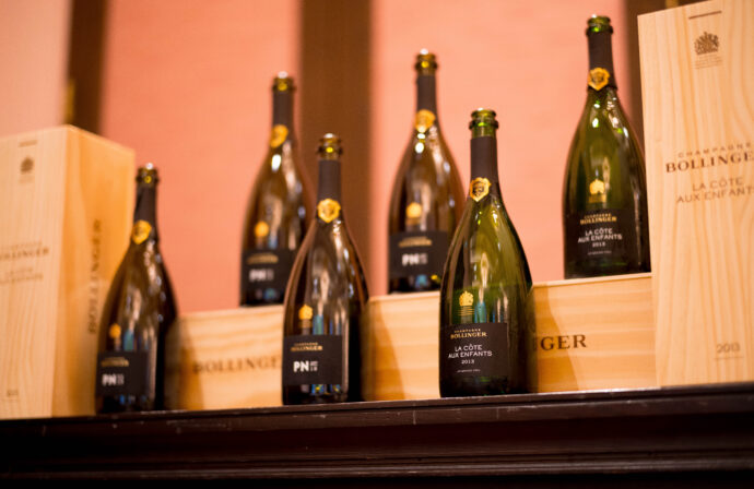 BOLLINGER MASTER SEMINR IN NAGOYA THE CONDER HOUSE ボレンジェ マスター セミナー ザ　コンダー ハウス  愛知県名古屋市中区錦2丁目20-25  2025年6月11日開催  PN VZ19 PN AYC18 LA COTE 
AUX ENFANTS 13  ラ・コート・オー・ザンファン  シャンーパニュ  
（株）富屋酒店 かぶしきがいしゃ とみやさけてん カブシキガイシャ　トミヤサケテン TOMIYA SAKETEN 　愛知県名古屋市瑞穂区上坂町1-41-2　地酒屋　豊盃　HOUHAI ほうはい　ホーハイ　三浦酒造  MIURASHUZO日高見　ひたかみ　ヒタカミ HITAKAMI  平孝酒造　HIRAKOSHUZO 天の戸 アマノト　あまのと　AMANOTO　浅舞酒造ASAMAISHUZO　飛露喜 HIROKISHUZOHONTEN　廣木酒造本店　HIROK　大那 DAINA　ダイナ　だいな　菊の里酒造　KIKUNOSATOSHUZO　旭興　KYOKUKO　きょくこう　キョクコウ　渡邉酒造　WATANABESHUZO　仙禽 SENKIN　せんきん　センキン（株）せんきん SENKIN鶴齢　カクレイ　かくれい KAKUREI　青木酒造　AOKISHUZO謙信 ケンシン　けんしん KENSHIN池田屋酒造 IKEDAYASHUZO 白岳仙 HAKUGAKUSEN　ハクガクセン　はくがくせん　安本酒造 YASUMOTOSHUZO 群馬泉 グンマイズミ　ぐんまいずみ 島岡酒造 SHIMAOKASHUZO  喜久醉 きくよい キクヨイKIKUYOI 青島酒造 AOSHIMASHUZO 長珍 ちょうちん　チョウチン長珍酒造CHOCHINSHUZO　みねたからみりん　峯寳 味醂　一子相伝 ミネタカラ　いっしそうでん　イッシソウデン　小笠原味醂 OGASAWARA MIRIN

瀧自慢　たきじまん　タキジマン　瀧自慢酒造　TAKIZIMANSHUZO　田光　TABIKA 早川酒造  HAYAKAWASHUZO　作　ZAKU ざく ザク 清水清三郎商店 SHIMIZUSEIZABUROSHOTEN  篠峯　櫛羅　しのみね　シノミネ　くじら　クジラ　千代酒造　CHIYOSHUZO　雑賀　さいか　サイカ　九重雑賀  KOKONOESAIKA　紀土　鶴梅　無量山　きっど　キッド　KID 　ツルウメ　つるうめ　TURUUME　ムリョウザン　むりょうざん　MURYOZAN　平和酒造　HEIWASHUZO　蒼空　そうくう　ソウクウ　SÔKÛ　藤岡酒造　HUJIOKASHUZO 　宝剣　HOUKEN  宝剣酒造　ほうけんしゅぞう　ホウケンシュゾウ　HOKENSHUZO　清酒竹鶴　小笹屋竹鶴　せいしゅたけつる　セイシュタケツル　おささやたけつる　オササヤタケツル　竹鶴酒造　TAKETURUSHUZO
石鎚　いしづち　イシヅチ　石鎚酒造　ISHIDUCHISHUZO　土佐しらぎく　とさしらぎく　トサシラギク　仙頭酒造場　せんとうしゅぞうじょう　SENDOSHUZOZYO
　
 ブルゴーニュワイン　BOURGOGNE  ボルドーワイン　BORDEAUXカリフォルニアワイン CALIFORNIA  シャンパーニュ  SHAMPAGNEアルザスワイン ALSACE ドイツワイン WEIN GERMAN WINE 専門店　ライカM11　ズミルックス50　レンズ　代表　上田豊二　　きき酒師　焼酎アドバイザー　シャンパーニュシュヴァリエ　堀田駅より徒歩10分　熱田神宮駅より徒歩10分
市バス　牛巻より徒歩３分　地下鉄堀田駅より徒歩１５分　名古屋高速堀田出口より車で２分　牛巻交差点より徒歩５分　レトロ街並み　瓦屋根　裏道　大通りより二本入る　CLASSIC CARクラッシックカー CLASSIC BIKE　クラッシックバイク INTERIA　インテリア　　FASHION　ファッション　MUSIC　音楽　LOVE　SAKE SHOP　酒屋
センス　クリエイト　おたく　　MANIAマニア MOVIE　映画　CINEMA シネマ　2024年春オープン予定 いいねタウン瑞穂 iiNE マルシェ内　グランクレア瑞穂 いいねタウン瑞穂  愛知県名古屋市瑞穂区宝田町四丁目2番、3番2　春敲町三丁目23番1（地番） 魚太郎　UOTARO MIZUHO うおたろう　ウオタロウ　なごやみずほてん　ナゴヤミズホテン　 名古屋瑞穂店  車で1分　徒歩5分　丸明 瑞穂店  MARUAKI MIZUHO　マルアキ ミズホテン　まるあき みずほてん　 徒歩10分　車3分　焼肉 美奈登  ヤキニクミナト　やきにくみなと YAKINIKU MINATO 車で2分　徒歩10分  どての品川　DOTENO SHINAGAWA　ドテノシナガワ　どてのしながわ　車で30秒　徒歩1分昇福亭　SHOHUKUTEI しょうふくてい　ショウフクテイ 街中華　マニア　大盛り　個性派  車で5分　徒歩15分  名店 近くにたくさんあり　堀田バンザイ　牛巻バンザイ　名古屋のへそ



