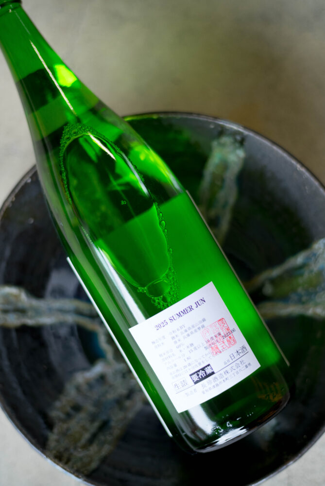 HIROKO WATANABE×CHOCHIN×TOMIYASAKETEN 「渡部 裕子(わたなべ ひろこ)」×「長珍(ちょうちん)」×「富屋酒店 名古屋 (とみやさけてん なごや)」 <PETIT PRESENT MARKET> in< ESCA> (プチ プレゼント マーケット) in (エスカ) 2023 12・29~2024 1.8 開催のお知らせ
2023年12月29日~2024年1月8日の期間
(1月1日は定休日 各日10:00~20:00開催)
名古屋駅太閤通り口地下街「エスカ センター ・光の広場」において
「プチ プレゼント マーケット」開催において「渡部 裕子」×「富屋酒店」と題し
渡部 裕子 ワタナベ ヒロコ 書家 書道家 hiroko wartanabe official web site 名古屋市在住 アーティスト ライブパフォーマンス 金シャチ横丁 文字 立体書インスタレーション ミッドランドスクエア周年ロゴ ヤマサちくわ 商品ロゴ ホテルウイングインターナショナル 京都四条烏丸 The TOWER Ryotel NAGOYA
客室内作品 舞台衣装美術 ライブパフォーマンス
当店の看板的存在 そして愛知の純米酒の代表のひとつといえる存在
愛知 津島の長珍酒造さん「純米酒シリーズ」と
愛知を代表する梅酒のひとつ白老酒造さんの「白老梅」をカップに特別に詰めていただき
渡部さんが直に書くオリジナルラベルの作品を日本で唯一
期間限定の限定数量販売ブースを出展させていただきます
さらに 1月7日と1月8日の二日間限定にて<書道家 渡邊 裕子さんによる「長珍ラベル 直書き企画」>を実施
渡部さんの力強く凛とした空気感の中に楽しさ漲るライブの瞬間を味わいながら その作品を手に入れることが出来る超絶贅沢な企画です
(10:00~16:00 開催)
さらに当日二日間は特別に蔵元より直送した「斗瓶取り(通常では飲めない鑑評会出品酒を詰める伝統の18Lの瓶)」の作品を当社 社長よりの「量り売り販売」を実施
その場で味わえるスペシャル企画も行います
(限定数量ですので完売の際はご了承ください)
年末年始を最高に盛り上げるSpecial Special Special 企画
是非 <エスカ>にお越しくださいませ
エスカ地下街 名古屋駅新幹線口 愛知県名古屋市中村区椿町6-9先 人気店多数 名古屋めし 観光
長珍 CHOCHIN しんぶんし 山廃純米 YAMAHAI 【7-70】無濾過生原酒 2023
長珍酒造 ちょうちんしゅぞう チョウチンシュゾウ チョーチン CHYOCHIN
BRUWERY 代表取締役兼杜氏 桑山雅行 クワヤママサユキ くわやままさゆき
KUWAYAMA MASAYUKI 桑山会 KUWAYAMAKAI クワヤマカイ くわやまかい しんぶんし 備前雄町 阿波山田 レッド 純米 純米吟醸 R2BY R4BY 熟成 お燗 ワイングラス かたくち 片口 マリアージュ 温度変化
立体的 日本酒の可能性 ステキ 唯一無二 絶対的信頼関係 名古屋特約店
(株)富屋酒店 愛知県名古屋市瑞穂区上坂町1-41-2 地酒屋 専門店 ライカM11 ズミルックス50 レンズ 代表 上田豊二 きき酒師 焼酎アドバイザー
シャンパーニュシュヴァリエ 堀田駅 熱田神宮駅
名古屋高速 堀田出口すぐ 牛巻交差点すぐ レトロ街並み 瓦屋根
クラッシックカー クラッシックバイク インテリア ファッション 音楽
センス クリエイト おたく マニア 映画 シネマ 骨格の太さとしなやかでまろやかな味わいが長珍スタイル。「長珍 CHOCHIN 純米吟醸 <ひやおろし HIYAOROSHI> 2023」
山田錦の豊かなボリュームとキレ感のバランスが唯一無二。「長珍 CHOCHIN 純米吟醸 <ひやおろし原酒 HIYAOROSHI> 2023」桑山流純米の味わい 温度変化の立体感を存分に楽しむ「長珍 CHOCHIN <純米生詰60 富山五百万石 TOYAMA GOHYAKUMANGOKU> 2023」八反錦のポテンシャルを存分に引き出した名作 「長珍 CHOCHIN しんぶんし 純米吟醸【50】 <八反錦 HATTANNISHIKI> 無濾過生原酒 2023」
(株)富屋酒店 かぶしきがいしゃ とみやさけてん カブシキガイシャ トミヤサケテン TOMIYA SAKETEN 愛知県名古屋市瑞穂区上坂町1-41-2 地酒屋 豊盃 HOUHAI ほうはい ホーハイ 三浦酒造 MIURASHUZO日高見 ひたかみ ヒタカミ HITAKAMI 平孝酒造 HIRAKOSHUZO 天の戸 アマノト あまのと AMANOTO 浅舞酒造 ASAMAISHUZO 飛露喜 HIROKISHUZOHONTEN 廣木酒造本店 HIROK 大那 DAINA ダイナ だいな 菊の里酒造 KIKUNOSATOSHUZO 旭興 KYOKUKO きょくこう キョクコウ 渡邉酒造 WATANABESHUZO 仙禽 SENKIN せんきん センキン(株)せんきん SENKIN鶴齢 カクレイ かくれい KAKUREI 青木酒造 AOKISHUZO謙信 ケンシン けんしん KENSHIN池田屋酒造 IKEDAYASHUZO 白岳仙 HAKUGAKUSEN ハクガクセン はくがくせん 安本酒造 YASUMOTOSHUZO 群馬泉 グンマイズミ ぐんまいずみ 島岡酒造 SHIMAOKASHUZO 喜久醉 きくよい キクヨイKIKUYOI 青島酒造 AOSHIMASHUZO 長珍 ちょうちん チョウチン長珍酒造CHOCHINSHUZO みねたからみりん 峯寳 味醂 一子相伝 ミネタカラ いっしそうでん イッシソウデン 小笠原味醂 OGASAWARA MIRIN
瀧自慢 たきじまん タキジマン 瀧自慢酒造 TAKIZIMANSHUZO 田光 TABIKA 早川酒造 HAYAKAWASHUZO 作 ZAKU ざく ザク 清水清三郎商店 SHIMIZUSEIZABUROSHOTEN 篠峯 櫛羅 しのみね シノミネ くじら クジラ 千代酒造 CHIYOSHUZO 雑賀 さいか サイカ 九重雑賀 KOKONOESAIKA 紀土 鶴梅 無量山 きっど キッド KID ツルウメ つるうめ TURUUME ムリョウザン むりょうざん MURYOZAN 平和酒造 HEIWASHUZO 蒼空 そうくう ソウクウ SÔKÛ 藤岡酒造 HUJIOKASHUZO 宝剣 HOUKEN 宝剣酒造 ほうけんしゅぞう ホウケンシュゾウ HOKENSHUZO 清酒竹鶴 小笹屋竹鶴 せいしゅたけつる セイシュタケツル おささやたけつる オササヤタケツル 竹鶴酒造 TAKETURUSHUZO
石鎚 いしづち イシヅチ 石鎚酒造 ISHIDUCHISHUZO 土佐しらぎく とさしらぎく トサシラギク 仙頭酒造場 せんとうしゅぞうじょう SENDOSHUZOZYOしんぶんしシリーズ今季最後の集大成 この感動の味わいを皆様に 「長珍 CHOCHIN しんぶんし 純米吟醸 <生生熟成5055 RAW RIPENING> 無濾過生酒 2023」
ブルゴーニュワイン BOURGOGNE ボルドーワイン BORDEAUXカリフォルニアワイン CALIFORNIA シャンパーニュ SHAMPAGNEアルザスワイン ALSACE ドイツワイン WEIN GERMAN WINE 専門店 ライカM11 ズミルックス50 レンズ 代表 上田豊二 きき酒師 焼酎アドバイザー シャンパーニュシュヴァリエ 堀田駅より徒歩10分 熱田神宮駅より徒歩10分
市バス 牛巻より徒歩3分 地下鉄堀田駅より徒歩15分 名古屋高速堀田出口より車で2分 牛巻交差点より徒歩5分 レトロ街並み 瓦屋根 裏道 大通りより二本入る CLASSIC CARクラッシックカー CLASSIC BIKE クラッシックバイク INTERIA インテリア FASHION ファッション MUSIC 音楽 LOVE SAKE SHOP 酒屋
センス クリエイト おたく MANIAマニア MOVIE 映画 CINEMA シネマ 2024年春オープン予定 いいねタウン瑞穂 iiNE マルシェ内 グランクレア瑞穂 いいねタウン瑞穂 愛知県名古屋市瑞穂区宝田町四丁目2番、3番2 春敲町三丁目23番1(地番) 魚太郎 UOTARO MIZUHO うおたろう ウオタロウ なごやみずほてん ナゴヤミズホテン 名古屋瑞穂店 車で1分 徒歩5分 丸明 瑞穂店 MARUAKI MIZUHO マルアキ ミズホテン まるあき みずほてん 徒歩10分 車3分 焼肉 美奈登 ヤキニクミナト やきにくみなと YAKINIKU MINATO 車で2分 徒歩10分 どての品川 DOTENO SHINAGAWA ドテノシナガワ どてのしながわ 車で30秒 徒歩1分昇福亭 SHOHUKUTEI しょうふくてい ショウフクテイ 街中華 マニア 大盛り 個性派 車で5分 徒歩15分 名店 近くにたくさんあり 堀田バンザイ 牛巻バンザイ 名古屋のへそ
お米を炊いたように味わいを表現した愛知の純米酒の名作 「長珍 CHOCHIN 純米 <阿波山田65 AWAYAMADA> 無濾過生詰 2023」しんぶんしシリーズ今季最後の集大成 この感動の味わいを皆様に 「長珍 CHOCHIN しんぶんし 純米吟醸 <生生熟成5055 RAW RIPENING> 無濾過生酒 2023」フレッシュさの中に漲る力強く品格溢れる生命力を その味わいから感じる「長珍 CHOCHIN <純米八反錦 HATTANNISHIKI> ささにごり生酒 R5BY」雄町の力強さと骨格が解けていく様を時間軸で楽しむ 「長珍 CHOCHIN 純米しんぶんし <備前雄町【7-65】 BIZENOMACHI> 無濾過生原酒 R5BY」