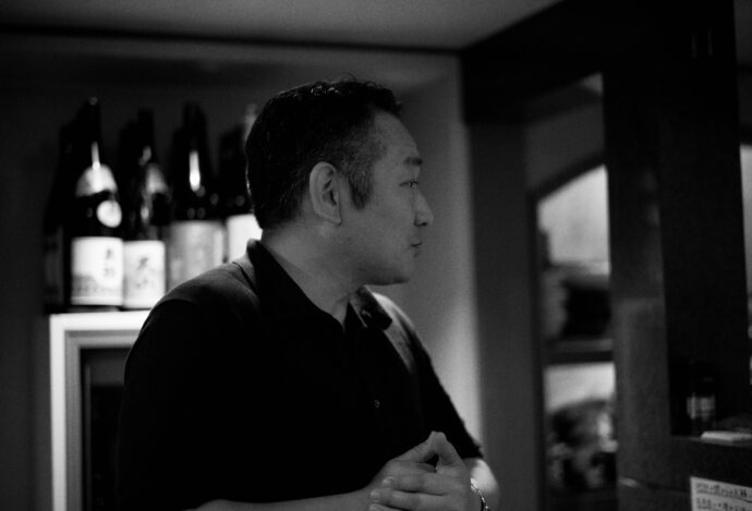 地炉の間 じろのま ジロノマ JIRONOMA  地酒バー 居酒屋 　大那の会  2025年6月4日（水）開催 
愛知県名古屋市中区錦3-14-20 ヤマタケビル2F  （株）富屋酒店 かぶしきがいしゃ とみやさけてん カブシキガイシャ　トミヤサケテン TOMIYA SAKETEN 　愛知県名古屋市瑞穂区上坂町1-41-2　地酒屋　豊盃　HOUHAI ほうはい　ホーハイ　三浦酒造  MIURASHUZO日高見　ひたかみ　ヒタカミ HITAKAMI  平孝酒造　HIRAKOSHUZO 天の戸 アマノト　あまのと　AMANOTO　浅舞酒造ASAMAISHUZO　飛露喜 HIROKISHUZOHONTEN　廣木酒造本店　HIROK　大那 DAINA　ダイナ　だいな　菊の里酒造　KIKUNOSATOSHUZO　旭興　KYOKUKO　きょくこう　キョクコウ　渡邉酒造　WATANABESHUZO　仙禽 SENKIN　せんきん　センキン（株）せんきん SENKIN鶴齢　カクレイ　かくれい KAKUREI　青木酒造　AOKISHUZO謙信 ケンシン　けんしん KENSHIN池田屋酒造 IKEDAYASHUZO 白岳仙 HAKUGAKUSEN　ハクガクセン　はくがくせん　安本酒造 YASUMOTOSHUZO 群馬泉 グンマイズミ　ぐんまいずみ 島岡酒造 SHIMAOKASHUZO  喜久醉 きくよい キクヨイKIKUYOI 青島酒造 AOSHIMASHUZO 長珍 ちょうちん　チョウチン長珍酒造CHOCHINSHUZO　みねたからみりん　峯寳 味醂　一子相伝 ミネタカラ　いっしそうでん　イッシソウデン　小笠原味醂 OGASAWARA MIRIN

瀧自慢　たきじまん　タキジマン　瀧自慢酒造　TAKIZIMANSHUZO　田光　TABIKA 早川酒造  HAYAKAWASHUZO　作　ZAKU ざく ザク 清水清三郎商店 SHIMIZUSEIZABUROSHOTEN  篠峯　櫛羅　しのみね　シノミネ　くじら　クジラ　千代酒造　CHIYOSHUZO　雑賀　さいか　サイカ　九重雑賀  KOKONOESAIKA　紀土　鶴梅　無量山　きっど　キッド　KID 　ツルウメ　つるうめ　TURUUME　ムリョウザン　むりょうざん　MURYOZAN　平和酒造　HEIWASHUZO　蒼空　そうくう　ソウクウ　SÔKÛ　藤岡酒造　HUJIOKASHUZO 　宝剣　HOUKEN  宝剣酒造　ほうけんしゅぞう　ホウケンシュゾウ　HOKENSHUZO　清酒竹鶴　小笹屋竹鶴　せいしゅたけつる　セイシュタケツル　おささやたけつる　オササヤタケツル　竹鶴酒造　TAKETURUSHUZO
石鎚　いしづち　イシヅチ　石鎚酒造　ISHIDUCHISHUZO　土佐しらぎく　とさしらぎく　トサシラギク　仙頭酒造場　せんとうしゅぞうじょう　SENDOSHUZOZYO
　
 ブルゴーニュワイン　BOURGOGNE  ボルドーワイン　BORDEAUXカリフォルニアワイン CALIFORNIA  シャンパーニュ  SHAMPAGNEアルザスワイン ALSACE ドイツワイン WEIN GERMAN WINE 専門店　ライカM11　ズミルックス50　レンズ　代表　上田豊二　　きき酒師　焼酎アドバイザー　シャンパーニュシュヴァリエ　堀田駅より徒歩10分　熱田神宮駅より徒歩10分
市バス　牛巻より徒歩３分　地下鉄堀田駅より徒歩１５分　名古屋高速堀田出口より車で２分　牛巻交差点より徒歩５分　レトロ街並み　瓦屋根　裏道　大通りより二本入る　CLASSIC CARクラッシックカー CLASSIC BIKE　クラッシックバイク INTERIA　インテリア　　FASHION　ファッション　MUSIC　音楽　LOVE　SAKE SHOP　酒屋
センス　クリエイト　おたく　　MANIAマニア MOVIE　映画　CINEMA シネマ　2024年春オープン予定 いいねタウン瑞穂 iiNE マルシェ内　グランクレア瑞穂 いいねタウン瑞穂  愛知県名古屋市瑞穂区宝田町四丁目2番、3番2　春敲町三丁目23番1（地番） 魚太郎　UOTARO MIZUHO うおたろう　ウオタロウ　なごやみずほてん　ナゴヤミズホテン　 名古屋瑞穂店  車で1分　徒歩5分　丸明 瑞穂店  MARUAKI MIZUHO　マルアキ ミズホテン　まるあき みずほてん　 徒歩10分　車3分　焼肉 美奈登  ヤキニクミナト　やきにくみなと YAKINIKU MINATO 車で2分　徒歩10分  どての品川　DOTENO SHINAGAWA　ドテノシナガワ　どてのしながわ　車で30秒　徒歩1分昇福亭　SHOHUKUTEI しょうふくてい　ショウフクテイ 街中華　マニア　大盛り　個性派  車で5分　徒歩15分  名店 近くにたくさんあり　堀田バンザイ　牛巻バンザイ　名古屋のへそ
菊の里酒造　大那　KIKUNOSATOSHUZO　DAINA　阿久津　信　AKUTU MAKOTO　代表取締役兼杜氏　栃木県大田原市片府田302-2　創業 慶応2年（1866年）　那須高原の南端に穏やかに広がる田園地帯。侍塚古墳、那須国造碑（日本三古碑）など、数々の歴史的遺産を有する古墳の里。
那珂川とその支流である菷川や蛇尾川がながれ市内のあちこちに、清水や湧水が見られる。慶応2年（1866年）創業。「一流」「君の友」等、代々の銘柄を経て昭和30年（1955年）に菊の里酒造に発展し、現在は主力銘柄「大那」を中心にリキュールなども製造し現在にいたる。大いなる那須の大地の恵みが育んだ手造り清酒「大那」大那特別純米　大那超辛口純米　大那純米吟醸東条産山田錦無濾過生酒　大那特別純米生酛無濾過生酒　大那純米大吟醸斗瓶囲い全国新酒鑑評会出品酒富屋酒店オリジナル500ｍｌボトル　大那仕込み水　大那純米吟醸スパークリング
株式会社富屋酒店　トミヤサケテン　とみやさけてん TOMIYA　SAKETEN　NAGOYA　愛知県名古屋市瑞穂区上坂町1-41-2 tomiya-saketen.com　特約店　特約流通　地酒　ワイン　専門店　 社長　代表　上田豊二　利き酒師　焼酎アドバイザー　シャンパーニュシュヴァリエ　おたく　マニア　堀田駅　熱田神宮駅
名古屋高速　堀田出口すぐ　牛巻交差点すぐ　レトロ街並み　瓦屋根
クラッシックカー　クラッシックバイク　インテリア　ファッション　音楽
センス　クリエイト　おたく　マニア　イキに。ステキに。ナツニハジケルSPARKLING。「大那　DAINA　純米吟醸　＜スパークリング　SPARKLING＞　2023」真夏の低アルコールの旨さを改めて感じさせてくれる素敵な作品。「大那　DAINA　特別純米13　＜低アルコール原酒　LOW  ALCOHOL＞　2023」旨さと飲みやすさの軽快さが真夏ののどごしを潤す。「大那　DAINA　特別純米13　＜低アルコール原酒　LOW ALCOHOL 13＞　2023」夏越しの淡い旨味が心にシミル。「大那　DAINA　純米吟醸　＜夏越し純吟　NATUGOSHI＞　仕込み十九号　無濾過生詰　2023
まろやかな那須産美山錦の味わいが酷暑のヨルを癒す。「大那　DAINA　夏越し純吟　NATUGOSHIJUNGIN　仕込み十九号　無濾過生詰　2023」不動の人気を誇る辛口純米酒の代名詞のひとつ。「大那　DAINA　超辛口純米　SUPERDRY JUNMAI    2023」【TOMIYA  SPECIAL SPECIAL SPECIAL MODEL】「URA DAINA 2023」まったりとスムースに。秋の装いを感じる癒しなひやおろし。「大那　DAINA  特別純米　＜ひやおろし　HIYAOROSHI＞　2023」爽やかさと瑞々しさ溢れるDRYな味わいを。【TOMIYA SPECIAL SPECIAL SPECIAL MODEL】「URA DAINA 2023」極上の艶感と大自然が育む仕込み水とが融合した最高の心地よさを 「大那   DAINA　純米吟醸   ＜東条産 愛山 TOJO AIYAMA＞  R5BY」＜新たな＞大那の世界観を 世界に代表する作品として  「大那   DAINA   純米大吟醸  ＜新たな  ARATANA＞  2023」The environment that nurtured ARATANA（株）富屋酒店 かぶしきがいしゃ とみやさけてん カブシキガイシャ　トミヤサケテン TOMIYA SAKETEN 　愛知県名古屋市瑞穂区上坂町1-41-2　地酒屋　豊盃　HOUHAI ほうはい　ホーハイ　三浦酒造  MIURASHUZO日高見　ひたかみ　ヒタカミ HITAKAMI  平孝酒造　HIRAKOSHUZO 天の戸 アマノト　あまのと　AMANOTO　浅舞酒造 ASAMAISHUZO　飛露喜 HIROKISHUZOHONTEN　廣木酒造本店　HIROK　大那 DAINA　ダイナ　だいな　菊の里酒造　KIKUNOSATOSHUZO　旭興　KYOKUKO　きょくこう　キョクコウ　渡邉酒造　WATANABESHUZO　仙禽 SENKIN　せんきん　センキン（株）せんきん SENKIN鶴齢　カクレイ　かくれい KAKUREI　青木酒造　AOKISHUZO謙信 ケンシン　けんしん KENSHIN池田屋酒造 IKEDAYASHUZO 白岳仙 HAKUGAKUSEN　ハクガクセン　はくがくせん　安本酒造 YASUMOTOSHUZO 群馬泉 グンマイズミ　ぐんまいずみ 島岡酒造 SHIMAOKASHUZO  喜久醉 きくよい キクヨイKIKUYOI 青島酒造 AOSHIMASHUZO 長珍 ちょうちん　チョウチン長珍酒造CHOCHINSHUZO　みねたからみりん　峯寳 味醂　一子相伝 ミネタカラ　いっしそうでん　イッシソウデン　小笠原味醂 OGASAWARA MIRIN

瀧自慢　たきじまん　タキジマン　瀧自慢酒造　TAKIZIMANSHUZO　田光　TABIKA 早川酒造  HAYAKAWASHUZO　作　ZAKU ざく ザク 清水清三郎商店 SHIMIZUSEIZABUROSHOTEN  篠峯　櫛羅　しのみね　シノミネ　くじら　クジラ　千代酒造　CHIYOSHUZO　雑賀　さいか　サイカ　九重雑賀  KOKONOESAIKA　紀土　鶴梅　無量山　きっど　キッド　KID 　ツルウメ　つるうめ　TURUUME　ムリョウザン　むりょうざん　MURYOZAN　平和酒造　HEIWASHUZO　蒼空　そうくう　ソウクウ　SÔKÛ　藤岡酒造　HUJIOKASHUZO 　宝剣　HOUKEN  宝剣酒造　ほうけんしゅぞう　ホウケンシュゾウ　HOKENSHUZO　清酒竹鶴　小笹屋竹鶴　せいしゅたけつる　セイシュタケツル　おささやたけつる　オササヤタケツル　竹鶴酒造　TAKETURUSHUZO
石鎚　いしづち　イシヅチ　石鎚酒造　ISHIDUCHISHUZO　土佐しらぎく　とさしらぎく　トサシラギク　仙頭酒造場　せんとうしゅぞうじょう　SENDOSHUZOZYO　アルガブランカ　ARUGABURANKA勝沼醸造　KATUNUMAJÔZÔ　ドメーヌソガ　ソガ・ペール・エ・フィス SOGA PELE ET FIS　オブセワイナリー　OBUSEWINERY　ドメーヌタカヒコ　DOMAINE TAKAHIKO　クリサワブラン　KURISAWA BLANC　ナカザワワイナリー　NAKAZAWA WINERY　さつま寿　SATUMA KOTOBUKI 　尾込商店 OGOME SHOTEN  蔵の師魂 KURANOSHIKON  小正醸造　KOMASA ＪÔＺÔ　天狗櫻 TENGUSAKURA  白石酒蔵　SHIRAISHISHUZO  しま千両 SHIMASENRYO　高崎酒蔵  TAKASAKISHUZO  杜氏潤平　TOJIJUNPEI  小玉醸造  KODAMAJOZO  赤鹿毛　青鹿毛  AKAKAGE   AOKAGE　柳田酒蔵  YANAGIDASHUZO　舞香　MAIKA　泰明　TAIMEI　藤居醸造　HUZIIJÔＺÔ　池の露　特酎天草　IKENOTUYU  TOKUCHU  AMAKUSA　壱乃醸　飛乃流　朝日　ICHINOJO  HINORYU　ASAHI　朝日酒造　ASAHISHUZO　龍宮　RYUGU 富田酒造場　TOMITASHUZOJO　鳥飼 TORIKAI　鳥飼酒造　TORIKAISHUZO　極楽 GOIKURAKU　林酒造場 HAYASHISHUZOJO　屋久の島大自然林　酔麦香　YAKUNOSHIMA DAISHIZENRIN SUIBASKUKA　本坊酒造　HONBOSHUZO
金峰　金峰荒蘆過  KINPO　KINPOARAROKA　宇都酒造　UTOSHUZO　北谷長老　CHYATANCHÔＲÔ　北谷酒造　CHYATANSHUZO　山原くいな　YAMBARUKUINA　やんばる酒造　YAMBARUSHUZO　
ゑびすや　御器所　焼き鳥　居酒屋　愛知県名古屋市昭和区石仏町2-4
安定感　大将　情熱　日本酒　ワイン　充実　富屋酒店フルラインナップ
長年のパートナー　絶対的信頼関係　ベーシックなメニューの旨さ　抜群
ブルゴーニュ　充実　ワインマニア　ソムリエ　ラック・コーポレーション
ハスミワイン　ヌーヴェル・セレクション　オルヴォー　テラヴェール
宝剣　豊盃　白岳仙　長珍　紀土　田光　大那　飛露喜　土佐しらぎく
日高見　瀧自慢　櫛羅　篠峯　相模灘　竹鶴　旭興　雑賀　喜久醉
（株）富屋酒店 かぶしきがいしゃ とみやさけてん カブシキガイシャ　トミヤサケテン TOMIYA SAKETEN 　愛知県名古屋市瑞穂区上坂町1-41-2　地酒屋　豊盃　HOUHAI ほうはい　ホーハイ　三浦酒造  MIURASHUZO日高見　ひたかみ　ヒタカミ HITAKAMI  平孝酒造　HIRAKOSHUZO 天の戸 アマノト　あまのと　AMANOTO　浅舞酒造 ASAMAISHUZO　飛露喜 HIROKISHUZOHONTEN　廣木酒造本店　HIROK　大那 DAINA　ダイナ　だいな　菊の里酒造　KIKUNOSATOSHUZO　旭興　KYOKUKO　きょくこう　キョクコウ　渡邉酒造　WATANABESHUZO　仙禽 SENKIN　せんきん　センキン（株）せんきん SENKIN鶴齢　カクレイ　かくれい KAKUREI　青木酒造　AOKISHUZO謙信 ケンシン　けんしん KENSHIN池田屋酒造 IKEDAYASHUZO 白岳仙 HAKUGAKUSEN　ハクガクセン　はくがくせん　安本酒造 YASUMOTOSHUZO 群馬泉 グンマイズミ　ぐんまいずみ 島岡酒造 SHIMAOKASHUZO  喜久醉 きくよい キクヨイKIKUYOI 青島酒造 AOSHIMASHUZO 長珍 ちょうちん　チョウチン長珍酒造CHOCHINSHUZO　みねたからみりん　峯寳 味醂　一子相伝 ミネタカラ　いっしそうでん　イッシソウデン　小笠原味醂 OGASAWARA MIRIN

瀧自慢　たきじまん　タキジマン　瀧自慢酒造　TAKIZIMANSHUZO　田光　TABIKA 早川酒造  HAYAKAWASHUZO　作　ZAKU ざく ザク 清水清三郎商店 SHIMIZUSEIZABUROSHOTEN  篠峯　櫛羅　しのみね　シノミネ　くじら　クジラ　千代酒造　CHIYOSHUZO　雑賀　さいか　サイカ　九重雑賀  KOKONOESAIKA　紀土　鶴梅　無量山　きっど　キッド　KID 　ツルウメ　つるうめ　TURUUME　ムリョウザン　むりょうざん　MURYOZAN　平和酒造　HEIWASHUZO　蒼空　そうくう　ソウクウ　SÔKÛ　藤岡酒造　HUJIOKASHUZO 　宝剣　HOUKEN  宝剣酒造　ほうけんしゅぞう　ホウケンシュゾウ　HOKENSHUZO　清酒竹鶴　小笹屋竹鶴　せいしゅたけつる　セイシュタケツル　おささやたけつる　オササヤタケツル　竹鶴酒造　TAKETURUSHUZO
石鎚　いしづち　イシヅチ　石鎚酒造　ISHIDUCHISHUZO　土佐しらぎく　とさしらぎく　トサシラギク　仙頭酒造場　せんとうしゅぞうじょう　SENDOSHUZOZYO
　
 ブルゴーニュワイン　BOURGOGNE  ボルドーワイン　BORDEAUXカリフォルニアワイン CALIFORNIA  シャンパーニュ  SHAMPAGNEアルザスワイン ALSACE ドイツワイン WEIN GERMAN WINE 専門店　ライカM11　ズミルックス50　レンズ　代表　上田豊二　　きき酒師　焼酎アドバイザー　シャンパーニュシュヴァリエ　堀田駅より徒歩10分　熱田神宮駅より徒歩10分雄町の魅力を大那流に表現した名古屋発信の唯一無二の作品 「大那  DAINA  【TOMIYA ORIGINAL】＜オマチダイナ  OMACHI DAINA＞  2024」
市バス　牛巻より徒歩３分　地下鉄堀田駅より徒歩１５分　名古屋高速堀田出口より車で２分　牛巻交差点より徒歩５分　レトロ街並み　瓦屋根　裏道　大通りより二本入る　CLASSIC CARクラッシックカー CLASSIC BIKE　クラッシックバイク INTERIA　インテリア　　FASHION　ファッション　MUSIC　音楽　LOVE　SAKE SHOP　酒屋
センス　クリエイト　おたく　　MANIAマニア MOVIE　映画　CINEMA シネマ　2024年春オープン予定 いいねタウン瑞穂 iiNE マルシェ内　グランクレア瑞穂 いいねタウン瑞穂  愛知県名古屋市瑞穂区宝田町四丁目2番、3番2　春敲町三丁目23番1（地番） 魚太郎　UOTARO MIZUHO うおたろう　ウオタロウ　なごやみずほてん　ナゴヤミズホテン　 名古屋瑞穂店  車で1分　徒歩5分　丸明 瑞穂店  MARUAKI MIZUHO　マルアキ ミズホテン　まるあき みずほてん　 徒歩10分　車3分　焼肉 美奈登  ヤキニクミナト　やきにくみなと YAKINIKU MINATO 車で2分　徒歩10分  どての品川　DOTENO SHINAGAWA　ドテノシナガワ　どてのしながわ　車で30秒　徒歩1分昇福亭　SHOHUKUTEI しょうふくてい　ショウフクテイ 街中華　マニア　大盛り　個性派  車で5分　徒歩15分  名店 近くにたくさんあり　堀田バンザイ　牛巻バンザイ　名古屋のへそ
活き活きとしたフレッシュさを全身で味わうエクスタシー「大那  DAINA  特別純米   仕込み壱号 ＜初しぼり  HASTUSHIBORI＞  R5BY」美しき味わいと優しさが共存する癒しのジュンダイ  「大那  DAINA  純米大吟醸   ＜夢ささら35  YUMESASARA＞  2023」那須五百万石のピュアさとポテンシャルを存分に味わう  「大那　DAINA  純米吟醸   ＜あらばしり  生酒   ARABASHIRI＞ R5BY」雄町のふくよかさを大那流に表現した別注品【TOMIYA SPECIAL SPECIAL SPECIAL MODEL】「DAINA OMACHI ダイナオマチ  2024」

