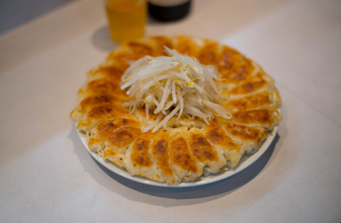 むつ菊 ムツギク MUTUGIKU 静岡県浜松市中央区助信町41-27 特大  予約必須 激レア
（株）富屋酒店 かぶしきがいしゃ とみやさけてん カブシキガイシャ　トミヤサケテン TOMIYA SAKETEN 　愛知県名古屋市瑞穂区上坂町1-41-2　地酒屋　豊盃　HOUHAI ほうはい　ホーハイ　三浦酒造  MIURASHUZO日高見　ひたかみ　ヒタカミ HITAKAMI  平孝酒造　HIRAKOSHUZO 天の戸 アマノト　あまのと　AMANOTO　浅舞酒造ASAMAISHUZO　飛露喜 HIROKISHUZOHONTEN　廣木酒造本店　HIROK　大那 DAINA　ダイナ　だいな　菊の里酒造　KIKUNOSATOSHUZO　旭興　KYOKUKO　きょくこう　キョクコウ　渡邉酒造　WATANABESHUZO　仙禽 SENKIN　せんきん　センキン（株）せんきん SENKIN鶴齢　カクレイ　かくれい KAKUREI　青木酒造　AOKISHUZO謙信 ケンシン　けんしん KENSHIN池田屋酒造 IKEDAYASHUZO 白岳仙 HAKUGAKUSEN　ハクガクセン　はくがくせん　安本酒造 YASUMOTOSHUZO 群馬泉 グンマイズミ　ぐんまいずみ 島岡酒造 SHIMAOKASHUZO  喜久醉 きくよい キクヨイKIKUYOI 青島酒造 AOSHIMASHUZO 長珍 ちょうちん　チョウチン長珍酒造CHOCHINSHUZO　みねたからみりん　峯寳 味醂　一子相伝 ミネタカラ　いっしそうでん　イッシソウデン　小笠原味醂 OGASAWARA MIRIN

瀧自慢　たきじまん　タキジマン　瀧自慢酒造　TAKIZIMANSHUZO　田光　TABIKA 早川酒造  HAYAKAWASHUZO　作　ZAKU ざく ザク 清水清三郎商店 SHIMIZUSEIZABUROSHOTEN  篠峯　櫛羅　しのみね　シノミネ　くじら　クジラ　千代酒造　CHIYOSHUZO　雑賀　さいか　サイカ　九重雑賀  KOKONOESAIKA　紀土　鶴梅　無量山　きっど　キッド　KID 　ツルウメ　つるうめ　TURUUME　ムリョウザン　むりょうざん　MURYOZAN　平和酒造　HEIWASHUZO　蒼空　そうくう　ソウクウ　SÔKÛ　藤岡酒造　HUJIOKASHUZO 　宝剣　HOUKEN  宝剣酒造　ほうけんしゅぞう　ホウケンシュゾウ　HOKENSHUZO　清酒竹鶴　小笹屋竹鶴　せいしゅたけつる　セイシュタケツル　おささやたけつる　オササヤタケツル　竹鶴酒造　TAKETURUSHUZO
石鎚　いしづち　イシヅチ　石鎚酒造　ISHIDUCHISHUZO　土佐しらぎく　とさしらぎく　トサシラギク　仙頭酒造場　せんとうしゅぞうじょう　SENDOSHUZOZYO
　
 ブルゴーニュワイン　BOURGOGNE  ボルドーワイン　BORDEAUXカリフォルニアワイン CALIFORNIA  シャンパーニュ  SHAMPAGNEアルザスワイン ALSACE ドイツワイン WEIN GERMAN WINE 専門店　ライカM11　ズミルックス50　レンズ　代表　上田豊二　　きき酒師　焼酎アドバイザー　シャンパーニュシュヴァリエ　堀田駅より徒歩10分　熱田神宮駅より徒歩10分
市バス　牛巻より徒歩３分　地下鉄堀田駅より徒歩１５分　名古屋高速堀田出口より車で２分　牛巻交差点より徒歩５分　レトロ街並み　瓦屋根　裏道　大通りより二本入る　CLASSIC CARクラッシックカー CLASSIC BIKE　クラッシックバイク INTERIA　インテリア　　FASHION　ファッション　MUSIC　音楽　LOVE　SAKE SHOP　酒屋
センス　クリエイト　おたく　　MANIAマニア MOVIE　映画　CINEMA シネマ　2024年春オープン予定 いいねタウン瑞穂 iiNE マルシェ内　グランクレア瑞穂 いいねタウン瑞穂  愛知県名古屋市瑞穂区宝田町四丁目2番、3番2　春敲町三丁目23番1（地番） 魚太郎　UOTARO MIZUHO うおたろう　ウオタロウ　なごやみずほてん　ナゴヤミズホテン　 名古屋瑞穂店  車で1分　徒歩5分　丸明 瑞穂店  MARUAKI MIZUHO　マルアキ ミズホテン　まるあき みずほてん　 徒歩10分　車3分　焼肉 美奈登  ヤキニクミナト　やきにくみなと YAKINIKU MINATO 車で2分　徒歩10分  どての品川　DOTENO SHINAGAWA　ドテノシナガワ　どてのしながわ　車で30秒　徒歩1分昇福亭　SHOHUKUTEI しょうふくてい　ショウフクテイ 街中華　マニア　大盛り　個性派  車で5分　徒歩15分  名店 近くにたくさんあり　堀田バンザイ　牛巻バンザイ　名古屋のへそ


