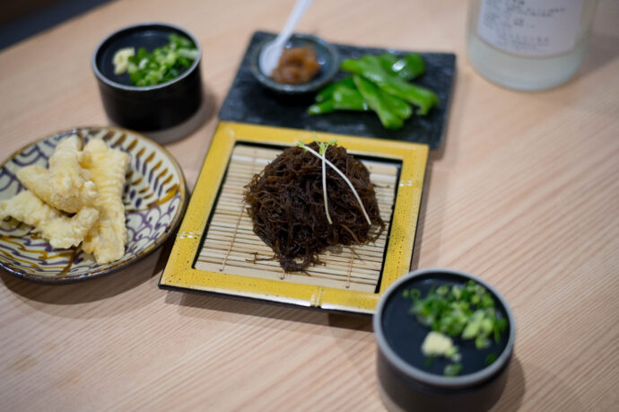 内田橋横丁 UCHIDABASHIYOKOCHＯ うちだばしよこちょ 愛知県名古屋市南区内田橋1-7-22 クレストビル名古屋内田橋1F  豊田本町 居酒屋  （株）富屋酒店 かぶしきがいしゃ とみやさけてん カブシキガイシャ　トミヤサケテン TOMIYA SAKETEN 　愛知県名古屋市瑞穂区上坂町1-41-2　地酒屋　豊盃　HOUHAI ほうはい　ホーハイ　三浦酒造  MIURASHUZO日高見　ひたかみ　ヒタカミ HITAKAMI  平孝酒造　HIRAKOSHUZO 天の戸 アマノト　あまのと　AMANOTO　浅舞酒造ASAMAISHUZO　飛露喜 HIROKISHUZOHONTEN　廣木酒造本店　HIROK　大那 DAINA　ダイナ　だいな　菊の里酒造　KIKUNOSATOSHUZO　旭興　KYOKUKO　きょくこう　キョクコウ　渡邉酒造　WATANABESHUZO　仙禽 SENKIN　せんきん　センキン（株）せんきん SENKIN鶴齢　カクレイ　かくれい KAKUREI　青木酒造　AOKISHUZO謙信 ケンシン　けんしん KENSHIN池田屋酒造 IKEDAYASHUZO 白岳仙 HAKUGAKUSEN　ハクガクセン　はくがくせん　安本酒造 YASUMOTOSHUZO 群馬泉 グンマイズミ　ぐんまいずみ 島岡酒造 SHIMAOKASHUZO  喜久醉 きくよい キクヨイKIKUYOI 青島酒造 AOSHIMASHUZO 長珍 ちょうちん　チョウチン長珍酒造CHOCHINSHUZO　みねたからみりん　峯寳 味醂　一子相伝 ミネタカラ　いっしそうでん　イッシソウデン　小笠原味醂 OGASAWARA MIRIN

瀧自慢　たきじまん　タキジマン　瀧自慢酒造　TAKIZIMANSHUZO　田光　TABIKA 早川酒造  HAYAKAWASHUZO　作　ZAKU ざく ザク 清水清三郎商店 SHIMIZUSEIZABUROSHOTEN  篠峯　櫛羅　しのみね　シノミネ　くじら　クジラ　千代酒造　CHIYOSHUZO　雑賀　さいか　サイカ　九重雑賀  KOKONOESAIKA　紀土　鶴梅　無量山　きっど　キッド　KID 　ツルウメ　つるうめ　TURUUME　ムリョウザン　むりょうざん　MURYOZAN　平和酒造　HEIWASHUZO　蒼空　そうくう　ソウクウ　SÔKÛ　藤岡酒造　HUJIOKASHUZO 　宝剣　HOUKEN  宝剣酒造　ほうけんしゅぞう　ホウケンシュゾウ　HOKENSHUZO　清酒竹鶴　小笹屋竹鶴　せいしゅたけつる　セイシュタケツル　おささやたけつる　オササヤタケツル　竹鶴酒造　TAKETURUSHUZO
石鎚　いしづち　イシヅチ　石鎚酒造　ISHIDUCHISHUZO　土佐しらぎく　とさしらぎく　トサシラギク　仙頭酒造場　せんとうしゅぞうじょう　SENDOSHUZOZYO
　
 ブルゴーニュワイン　BOURGOGNE  ボルドーワイン　BORDEAUXカリフォルニアワイン CALIFORNIA  シャンパーニュ  SHAMPAGNEアルザスワイン ALSACE ドイツワイン WEIN GERMAN WINE 専門店　ライカM11　ズミルックス50　レンズ　代表　上田豊二　　きき酒師　焼酎アドバイザー　シャンパーニュシュヴァリエ　堀田駅より徒歩10分　熱田神宮駅より徒歩10分
市バス　牛巻より徒歩３分　地下鉄堀田駅より徒歩１５分　名古屋高速堀田出口より車で２分　牛巻交差点より徒歩５分　レトロ街並み　瓦屋根　裏道　大通りより二本入る　CLASSIC CARクラッシックカー CLASSIC BIKE　クラッシックバイク INTERIA　インテリア　　FASHION　ファッション　MUSIC　音楽　LOVE　SAKE SHOP　酒屋
センス　クリエイト　おたく　　MANIAマニア MOVIE　映画　CINEMA シネマ　2024年春オープン予定 いいねタウン瑞穂 iiNE マルシェ内　グランクレア瑞穂 いいねタウン瑞穂  愛知県名古屋市瑞穂区宝田町四丁目2番、3番2　春敲町三丁目23番1（地番） 魚太郎　UOTARO MIZUHO うおたろう　ウオタロウ　なごやみずほてん　ナゴヤミズホテン　 名古屋瑞穂店  車で1分　徒歩5分　丸明 瑞穂店  MARUAKI MIZUHO　マルアキ ミズホテン　まるあき みずほてん　 徒歩10分　車3分　焼肉 美奈登  ヤキニクミナト　やきにくみなと YAKINIKU MINATO 車で2分　徒歩10分  どての品川　DOTENO SHINAGAWA　ドテノシナガワ　どてのしながわ　車で30秒　徒歩1分昇福亭　SHOHUKUTEI しょうふくてい　ショウフクテイ 街中華　マニア　大盛り　個性派  車で5分　徒歩15分  名店 近くにたくさんあり　堀田バンザイ　牛巻バンザイ　名古屋のへそ

