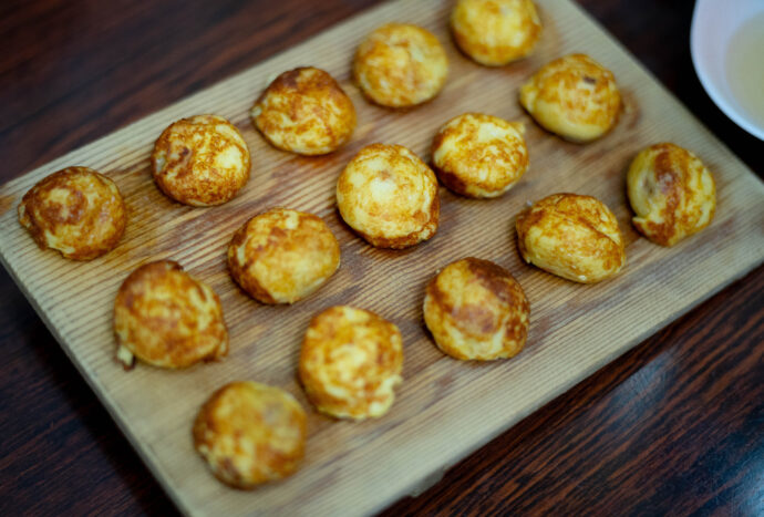 たこ磯 TAKOISO タコイソ 明石焼き あかしやき AKASHIYAKI  絶品 ふわとろ 出汁 コスパ 最強  ほんまもん 
兵庫県明石市本町1-1-11  魚の棚書店街内  （株）富屋酒店 かぶしきがいしゃ とみやさけてん カブシキガイシャ　トミヤサケテン TOMIYA SAKETEN 　愛知県名古屋市瑞穂区上坂町1-41-2　地酒屋　豊盃　HOUHAI ほうはい　ホーハイ　三浦酒造  MIURASHUZO日高見　ひたかみ　ヒタカミ HITAKAMI  平孝酒造　HIRAKOSHUZO 天の戸 アマノト　あまのと　AMANOTO　浅舞酒造ASAMAISHUZO　飛露喜 HIROKISHUZOHONTEN　廣木酒造本店　HIROK　大那 DAINA　ダイナ　だいな　菊の里酒造　KIKUNOSATOSHUZO　旭興　KYOKUKO　きょくこう　キョクコウ　渡邉酒造　WATANABESHUZO　仙禽 SENKIN　せんきん　センキン（株）せんきん SENKIN鶴齢　カクレイ　かくれい KAKUREI　青木酒造　AOKISHUZO謙信 ケンシン　けんしん KENSHIN池田屋酒造 IKEDAYASHUZO 白岳仙 HAKUGAKUSEN　ハクガクセン　はくがくせん　安本酒造 YASUMOTOSHUZO 群馬泉 グンマイズミ　ぐんまいずみ 島岡酒造 SHIMAOKASHUZO  喜久醉 きくよい キクヨイKIKUYOI 青島酒造 AOSHIMASHUZO 長珍 ちょうちん　チョウチン長珍酒造CHOCHINSHUZO　みねたからみりん　峯寳 味醂　一子相伝 ミネタカラ　いっしそうでん　イッシソウデン　小笠原味醂 OGASAWARA MIRIN

瀧自慢　たきじまん　タキジマン　瀧自慢酒造　TAKIZIMANSHUZO　田光　TABIKA 早川酒造  HAYAKAWASHUZO　作　ZAKU ざく ザク 清水清三郎商店 SHIMIZUSEIZABUROSHOTEN  篠峯　櫛羅　しのみね　シノミネ　くじら　クジラ　千代酒造　CHIYOSHUZO　雑賀　さいか　サイカ　九重雑賀  KOKONOESAIKA　紀土　鶴梅　無量山　きっど　キッド　KID 　ツルウメ　つるうめ　TURUUME　ムリョウザン　むりょうざん　MURYOZAN　平和酒造　HEIWASHUZO　蒼空　そうくう　ソウクウ　SÔKÛ　藤岡酒造　HUJIOKASHUZO 　宝剣　HOUKEN  宝剣酒造　ほうけんしゅぞう　ホウケンシュゾウ　HOKENSHUZO　清酒竹鶴　小笹屋竹鶴　せいしゅたけつる　セイシュタケツル　おささやたけつる　オササヤタケツル　竹鶴酒造　TAKETURUSHUZO
石鎚　いしづち　イシヅチ　石鎚酒造　ISHIDUCHISHUZO　土佐しらぎく　とさしらぎく　トサシラギク　仙頭酒造場　せんとうしゅぞうじょう　SENDOSHUZOZYO
　
 ブルゴーニュワイン　BOURGOGNE  ボルドーワイン　BORDEAUXカリフォルニアワイン CALIFORNIA  シャンパーニュ  SHAMPAGNEアルザスワイン ALSACE ドイツワイン WEIN GERMAN WINE 専門店　ライカM11　ズミルックス50　レンズ　代表　上田豊二　　きき酒師　焼酎アドバイザー　シャンパーニュシュヴァリエ　堀田駅より徒歩10分　熱田神宮駅より徒歩10分
市バス　牛巻より徒歩３分　地下鉄堀田駅より徒歩１５分　名古屋高速堀田出口より車で２分　牛巻交差点より徒歩５分　レトロ街並み　瓦屋根　裏道　大通りより二本入る　CLASSIC CARクラッシックカー CLASSIC BIKE　クラッシックバイク INTERIA　インテリア　　FASHION　ファッション　MUSIC　音楽　LOVE　SAKE SHOP　酒屋
センス　クリエイト　おたく　　MANIAマニア MOVIE　映画　CINEMA シネマ　2024年春オープン予定 いいねタウン瑞穂 iiNE マルシェ内　グランクレア瑞穂 いいねタウン瑞穂  愛知県名古屋市瑞穂区宝田町四丁目2番、3番2　春敲町三丁目23番1（地番） 魚太郎　UOTARO MIZUHO うおたろう　ウオタロウ　なごやみずほてん　ナゴヤミズホテン　 名古屋瑞穂店  車で1分　徒歩5分　丸明 瑞穂店  MARUAKI MIZUHO　マルアキ ミズホテン　まるあき みずほてん　 徒歩10分　車3分　焼肉 美奈登  ヤキニクミナト　やきにくみなと YAKINIKU MINATO 車で2分　徒歩10分  どての品川　DOTENO SHINAGAWA　ドテノシナガワ　どてのしながわ　車で30秒　徒歩1分昇福亭　SHOHUKUTEI しょうふくてい　ショウフクテイ 街中華　マニア　大盛り　個性派  車で5分　徒歩15分  名店 近くにたくさんあり　堀田バンザイ　牛巻バンザイ　名古屋のへそ


