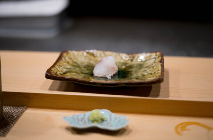浜源 寿司 鮨 はまげん ハマゲン HAMAGEN SUSHI GOKISO SHOWAKU JAPAN AICHI NAGOYA  愛知県名古屋市昭和区南分町1-28  （株）富屋酒店 かぶしきがいしゃ とみやさけてん カブシキガイシャ　トミヤサケテン TOMIYA SAKETEN 　愛知県名古屋市瑞穂区上坂町1-41-2　地酒屋　豊盃　HOUHAI ほうはい　ホーハイ　三浦酒造  MIURASHUZO日高見　ひたかみ　ヒタカミ HITAKAMI  平孝酒造　HIRAKOSHUZO 天の戸 アマノト　あまのと　AMANOTO　浅舞酒造ASAMAISHUZO　飛露喜 HIROKISHUZOHONTEN　廣木酒造本店　HIROK　大那 DAINA　ダイナ　だいな　菊の里酒造　KIKUNOSATOSHUZO　旭興　KYOKUKO　きょくこう　キョクコウ　渡邉酒造　WATANABESHUZO　仙禽 SENKIN　せんきん　センキン（株）せんきん SENKIN鶴齢　カクレイ　かくれい KAKUREI　青木酒造　AOKISHUZO謙信 ケンシン　けんしん KENSHIN池田屋酒造 IKEDAYASHUZO 白岳仙 HAKUGAKUSEN　ハクガクセン　はくがくせん　安本酒造 YASUMOTOSHUZO 群馬泉 グンマイズミ　ぐんまいずみ 島岡酒造 SHIMAOKASHUZO  喜久醉 きくよい キクヨイKIKUYOI 青島酒造 AOSHIMASHUZO 長珍 ちょうちん　チョウチン長珍酒造CHOCHINSHUZO　みねたからみりん　峯寳 味醂　一子相伝 ミネタカラ　いっしそうでん　イッシソウデン　小笠原味醂 OGASAWARA MIRIN

瀧自慢　たきじまん　タキジマン　瀧自慢酒造　TAKIZIMANSHUZO　田光　TABIKA 早川酒造  HAYAKAWASHUZO　作　ZAKU ざく ザク 清水清三郎商店 SHIMIZUSEIZABUROSHOTEN  篠峯　櫛羅　しのみね　シノミネ　くじら　クジラ　千代酒造　CHIYOSHUZO　雑賀　さいか　サイカ　九重雑賀  KOKONOESAIKA　紀土　鶴梅　無量山　きっど　キッド　KID 　ツルウメ　つるうめ　TURUUME　ムリョウザン　むりょうざん　MURYOZAN　平和酒造　HEIWASHUZO　蒼空　そうくう　ソウクウ　SÔKÛ　藤岡酒造　HUJIOKASHUZO 　宝剣　HOUKEN  宝剣酒造　ほうけんしゅぞう　ホウケンシュゾウ　HOKENSHUZO　清酒竹鶴　小笹屋竹鶴　せいしゅたけつる　セイシュタケツル　おささやたけつる　オササヤタケツル　竹鶴酒造　TAKETURUSHUZO
石鎚　いしづち　イシヅチ　石鎚酒造　ISHIDUCHISHUZO　土佐しらぎく　とさしらぎく　トサシラギク　仙頭酒造場　せんとうしゅぞうじょう　SENDOSHUZOZYO
　
 ブルゴーニュワイン　BOURGOGNE  ボルドーワイン　BORDEAUXカリフォルニアワイン CALIFORNIA  シャンパーニュ  SHAMPAGNEアルザスワイン ALSACE ドイツワイン WEIN GERMAN WINE 専門店　ライカM11　ズミルックス50　レンズ　代表　上田豊二　　きき酒師　焼酎アドバイザー　シャンパーニュシュヴァリエ　堀田駅より徒歩10分　熱田神宮駅より徒歩10分
市バス　牛巻より徒歩３分　地下鉄堀田駅より徒歩１５分　名古屋高速堀田出口より車で２分　牛巻交差点より徒歩５分　レトロ街並み　瓦屋根　裏道　大通りより二本入る　CLASSIC CARクラッシックカー CLASSIC BIKE　クラッシックバイク INTERIA　インテリア　　FASHION　ファッション　MUSIC　音楽　LOVE　SAKE SHOP　酒屋
センス　クリエイト　おたく　　MANIAマニア MOVIE　映画　CINEMA シネマ　2024年春オープン予定 いいねタウン瑞穂 iiNE マルシェ内　グランクレア瑞穂 いいねタウン瑞穂  愛知県名古屋市瑞穂区宝田町四丁目2番、3番2　春敲町三丁目23番1（地番） 魚太郎　UOTARO MIZUHO うおたろう　ウオタロウ　なごやみずほてん　ナゴヤミズホテン　 名古屋瑞穂店  車で1分　徒歩5分　丸明 瑞穂店  MARUAKI MIZUHO　マルアキ ミズホテン　まるあき みずほてん　 徒歩10分　車3分　焼肉 美奈登  ヤキニクミナト　やきにくみなと YAKINIKU MINATO 車で2分　徒歩10分  どての品川　DOTENO SHINAGAWA　ドテノシナガワ　どてのしながわ　車で30秒　徒歩1分昇福亭　SHOHUKUTEI しょうふくてい　ショウフクテイ 街中華　マニア　大盛り　個性派  車で5分　徒歩15分  名店 近くにたくさんあり　堀田バンザイ　牛巻バンザイ　名古屋のへそ

