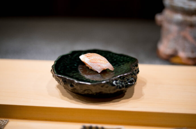 浜源 寿司 鮨 はまげん ハマゲン HAMAGEN SUSHI GOKISO SHOWAKU JAPAN AICHI NAGOYA  愛知県名古屋市昭和区南分町1-28  （株）富屋酒店 かぶしきがいしゃ とみやさけてん カブシキガイシャ　トミヤサケテン TOMIYA SAKETEN 　愛知県名古屋市瑞穂区上坂町1-41-2　地酒屋　豊盃　HOUHAI ほうはい　ホーハイ　三浦酒造  MIURASHUZO日高見　ひたかみ　ヒタカミ HITAKAMI  平孝酒造　HIRAKOSHUZO 天の戸 アマノト　あまのと　AMANOTO　浅舞酒造ASAMAISHUZO　飛露喜 HIROKISHUZOHONTEN　廣木酒造本店　HIROK　大那 DAINA　ダイナ　だいな　菊の里酒造　KIKUNOSATOSHUZO　旭興　KYOKUKO　きょくこう　キョクコウ　渡邉酒造　WATANABESHUZO　仙禽 SENKIN　せんきん　センキン（株）せんきん SENKIN鶴齢　カクレイ　かくれい KAKUREI　青木酒造　AOKISHUZO謙信 ケンシン　けんしん KENSHIN池田屋酒造 IKEDAYASHUZO 白岳仙 HAKUGAKUSEN　ハクガクセン　はくがくせん　安本酒造 YASUMOTOSHUZO 群馬泉 グンマイズミ　ぐんまいずみ 島岡酒造 SHIMAOKASHUZO  喜久醉 きくよい キクヨイKIKUYOI 青島酒造 AOSHIMASHUZO 長珍 ちょうちん　チョウチン長珍酒造CHOCHINSHUZO　みねたからみりん　峯寳 味醂　一子相伝 ミネタカラ　いっしそうでん　イッシソウデン　小笠原味醂 OGASAWARA MIRIN

瀧自慢　たきじまん　タキジマン　瀧自慢酒造　TAKIZIMANSHUZO　田光　TABIKA 早川酒造  HAYAKAWASHUZO　作　ZAKU ざく ザク 清水清三郎商店 SHIMIZUSEIZABUROSHOTEN  篠峯　櫛羅　しのみね　シノミネ　くじら　クジラ　千代酒造　CHIYOSHUZO　雑賀　さいか　サイカ　九重雑賀  KOKONOESAIKA　紀土　鶴梅　無量山　きっど　キッド　KID 　ツルウメ　つるうめ　TURUUME　ムリョウザン　むりょうざん　MURYOZAN　平和酒造　HEIWASHUZO　蒼空　そうくう　ソウクウ　SÔKÛ　藤岡酒造　HUJIOKASHUZO 　宝剣　HOUKEN  宝剣酒造　ほうけんしゅぞう　ホウケンシュゾウ　HOKENSHUZO　清酒竹鶴　小笹屋竹鶴　せいしゅたけつる　セイシュタケツル　おささやたけつる　オササヤタケツル　竹鶴酒造　TAKETURUSHUZO
石鎚　いしづち　イシヅチ　石鎚酒造　ISHIDUCHISHUZO　土佐しらぎく　とさしらぎく　トサシラギク　仙頭酒造場　せんとうしゅぞうじょう　SENDOSHUZOZYO
　
 ブルゴーニュワイン　BOURGOGNE  ボルドーワイン　BORDEAUXカリフォルニアワイン CALIFORNIA  シャンパーニュ  SHAMPAGNEアルザスワイン ALSACE ドイツワイン WEIN GERMAN WINE 専門店　ライカM11　ズミルックス50　レンズ　代表　上田豊二　　きき酒師　焼酎アドバイザー　シャンパーニュシュヴァリエ　堀田駅より徒歩10分　熱田神宮駅より徒歩10分
市バス　牛巻より徒歩３分　地下鉄堀田駅より徒歩１５分　名古屋高速堀田出口より車で２分　牛巻交差点より徒歩５分　レトロ街並み　瓦屋根　裏道　大通りより二本入る　CLASSIC CARクラッシックカー CLASSIC BIKE　クラッシックバイク INTERIA　インテリア　　FASHION　ファッション　MUSIC　音楽　LOVE　SAKE SHOP　酒屋
センス　クリエイト　おたく　　MANIAマニア MOVIE　映画　CINEMA シネマ　2024年春オープン予定 いいねタウン瑞穂 iiNE マルシェ内　グランクレア瑞穂 いいねタウン瑞穂  愛知県名古屋市瑞穂区宝田町四丁目2番、3番2　春敲町三丁目23番1（地番） 魚太郎　UOTARO MIZUHO うおたろう　ウオタロウ　なごやみずほてん　ナゴヤミズホテン　 名古屋瑞穂店  車で1分　徒歩5分　丸明 瑞穂店  MARUAKI MIZUHO　マルアキ ミズホテン　まるあき みずほてん　 徒歩10分　車3分　焼肉 美奈登  ヤキニクミナト　やきにくみなと YAKINIKU MINATO 車で2分　徒歩10分  どての品川　DOTENO SHINAGAWA　ドテノシナガワ　どてのしながわ　車で30秒　徒歩1分昇福亭　SHOHUKUTEI しょうふくてい　ショウフクテイ 街中華　マニア　大盛り　個性派  車で5分　徒歩15分  名店 近くにたくさんあり　堀田バンザイ　牛巻バンザイ　名古屋のへそ

