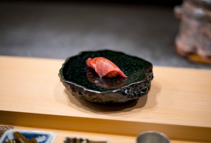 浜源 寿司 鮨 はまげん ハマゲン HAMAGEN SUSHI GOKISO SHOWAKU JAPAN AICHI NAGOYA  愛知県名古屋市昭和区南分町1-28  （株）富屋酒店 かぶしきがいしゃ とみやさけてん カブシキガイシャ　トミヤサケテン TOMIYA SAKETEN 　愛知県名古屋市瑞穂区上坂町1-41-2　地酒屋　豊盃　HOUHAI ほうはい　ホーハイ　三浦酒造  MIURASHUZO日高見　ひたかみ　ヒタカミ HITAKAMI  平孝酒造　HIRAKOSHUZO 天の戸 アマノト　あまのと　AMANOTO　浅舞酒造ASAMAISHUZO　飛露喜 HIROKISHUZOHONTEN　廣木酒造本店　HIROK　大那 DAINA　ダイナ　だいな　菊の里酒造　KIKUNOSATOSHUZO　旭興　KYOKUKO　きょくこう　キョクコウ　渡邉酒造　WATANABESHUZO　仙禽 SENKIN　せんきん　センキン（株）せんきん SENKIN鶴齢　カクレイ　かくれい KAKUREI　青木酒造　AOKISHUZO謙信 ケンシン　けんしん KENSHIN池田屋酒造 IKEDAYASHUZO 白岳仙 HAKUGAKUSEN　ハクガクセン　はくがくせん　安本酒造 YASUMOTOSHUZO 群馬泉 グンマイズミ　ぐんまいずみ 島岡酒造 SHIMAOKASHUZO  喜久醉 きくよい キクヨイKIKUYOI 青島酒造 AOSHIMASHUZO 長珍 ちょうちん　チョウチン長珍酒造CHOCHINSHUZO　みねたからみりん　峯寳 味醂　一子相伝 ミネタカラ　いっしそうでん　イッシソウデン　小笠原味醂 OGASAWARA MIRIN

瀧自慢　たきじまん　タキジマン　瀧自慢酒造　TAKIZIMANSHUZO　田光　TABIKA 早川酒造  HAYAKAWASHUZO　作　ZAKU ざく ザク 清水清三郎商店 SHIMIZUSEIZABUROSHOTEN  篠峯　櫛羅　しのみね　シノミネ　くじら　クジラ　千代酒造　CHIYOSHUZO　雑賀　さいか　サイカ　九重雑賀  KOKONOESAIKA　紀土　鶴梅　無量山　きっど　キッド　KID 　ツルウメ　つるうめ　TURUUME　ムリョウザン　むりょうざん　MURYOZAN　平和酒造　HEIWASHUZO　蒼空　そうくう　ソウクウ　SÔKÛ　藤岡酒造　HUJIOKASHUZO 　宝剣　HOUKEN  宝剣酒造　ほうけんしゅぞう　ホウケンシュゾウ　HOKENSHUZO　清酒竹鶴　小笹屋竹鶴　せいしゅたけつる　セイシュタケツル　おささやたけつる　オササヤタケツル　竹鶴酒造　TAKETURUSHUZO
石鎚　いしづち　イシヅチ　石鎚酒造　ISHIDUCHISHUZO　土佐しらぎく　とさしらぎく　トサシラギク　仙頭酒造場　せんとうしゅぞうじょう　SENDOSHUZOZYO
　
 ブルゴーニュワイン　BOURGOGNE  ボルドーワイン　BORDEAUXカリフォルニアワイン CALIFORNIA  シャンパーニュ  SHAMPAGNEアルザスワイン ALSACE ドイツワイン WEIN GERMAN WINE 専門店　ライカM11　ズミルックス50　レンズ　代表　上田豊二　　きき酒師　焼酎アドバイザー　シャンパーニュシュヴァリエ　堀田駅より徒歩10分　熱田神宮駅より徒歩10分
市バス　牛巻より徒歩３分　地下鉄堀田駅より徒歩１５分　名古屋高速堀田出口より車で２分　牛巻交差点より徒歩５分　レトロ街並み　瓦屋根　裏道　大通りより二本入る　CLASSIC CARクラッシックカー CLASSIC BIKE　クラッシックバイク INTERIA　インテリア　　FASHION　ファッション　MUSIC　音楽　LOVE　SAKE SHOP　酒屋
センス　クリエイト　おたく　　MANIAマニア MOVIE　映画　CINEMA シネマ　2024年春オープン予定 いいねタウン瑞穂 iiNE マルシェ内　グランクレア瑞穂 いいねタウン瑞穂  愛知県名古屋市瑞穂区宝田町四丁目2番、3番2　春敲町三丁目23番1（地番） 魚太郎　UOTARO MIZUHO うおたろう　ウオタロウ　なごやみずほてん　ナゴヤミズホテン　 名古屋瑞穂店  車で1分　徒歩5分　丸明 瑞穂店  MARUAKI MIZUHO　マルアキ ミズホテン　まるあき みずほてん　 徒歩10分　車3分　焼肉 美奈登  ヤキニクミナト　やきにくみなと YAKINIKU MINATO 車で2分　徒歩10分  どての品川　DOTENO SHINAGAWA　ドテノシナガワ　どてのしながわ　車で30秒　徒歩1分昇福亭　SHOHUKUTEI しょうふくてい　ショウフクテイ 街中華　マニア　大盛り　個性派  車で5分　徒歩15分  名店 近くにたくさんあり　堀田バンザイ　牛巻バンザイ　名古屋のへそ

